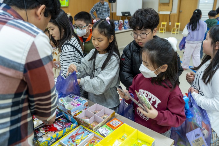 YTo1ODp7czo4OiJGaWxlTmFtZSI7czo0MDoiNWQzNzUzZGMtN2Q5ZC00NWZlLWI3N2EtMjFjODAwYzlhOWRiLmpwZyI7czoxMjoiRmlsZURhdGVUaW1lIjtpOjE3NjQzMTgxMTA7czo4OiJGaWxlU2l6ZSI7aToxNTUyMTk3O3M6ODoiRmlsZVR5cGUiO2k6MjtzOjg6Ik1pbWVUeXBlIjtzOjEwOiJpbWFnZS9qcGVnIjtzOjEzOiJTZWN0aW9uc0ZvdW5kIjtzOjMwOiJBTllfVEFHLCBJRkQwLCBUSFVNQk5BSUwsIEVYSUYiO3M6ODoiQ09NUFVURUQiO2E6OTp7czo0OiJodG1sIjtzOjI2OiJ3aWR0aD0iMTc1MiIgaGVpZ2h0PSIxMTY4IiI7czo2OiJIZWlnaHQiO2k6MTE2ODtzOjU6IldpZHRoIjtpOjE3NTI7czo3OiJJc0NvbG9yIjtpOjE7czoxNzoiQnl0ZU9yZGVyTW90b3JvbGEiO2k6MDtzOjE1OiJBcGVydHVyZUZOdW1iZXIiO3M6NToiZi8zLjIiO3M6OToiQ29weXJpZ2h0IjtzOjQ6IllBQkMiO3M6MTg6IlRodW1ibmFpbC5GaWxlVHlwZSI7aToyO3M6MTg6IlRodW1ibmFpbC5NaW1lVHlwZSI7czoxMDoiaW1hZ2UvanBlZyI7fXM6NDoiTWFrZSI7czo0OiJTT05ZIjtzOjU6Ik1vZGVsIjtzOjg6IklMQ0UtN000IjtzOjExOiJYUmVzb2x1dGlvbiI7czo1OiIyNDAvMSI7czoxMToiWVJlc29sdXRpb24iO3M6NToiMjQwLzEiO3M6MTQ6IlJlc29sdXRpb25Vbml0IjtpOjI7czo4OiJTb2Z0d2FyZSI7czo1MjoiQWRvYmUgUGhvdG9zaG9wIExpZ2h0cm9vbSBDbGFzc2ljIDE1LjAuMSAoTWFjaW50b3NoKSI7czo4OiJEYXRlVGltZSI7czoxOToiMjAyNToxMToyOCAxNzoxNjoxMCI7czo2OiJBcnRpc3QiO3M6NzoiWUFCQ19TRyI7czo5OiJDb3B5cmlnaHQiO3M6NDoiWUFCQyI7czoxNjoiRXhpZl9JRkRfUG9pbnRlciI7aToyNTQ7czo5OiJUSFVNQk5BSUwiO2E6Njp7czoxMToiQ29tcHJlc3Npb24iO2k6NjtzOjExOiJYUmVzb2x1dGlvbiI7czo0OiI3Mi8xIjtzOjExOiJZUmVzb2x1dGlvbiI7czo0OiI3Mi8xIjtzOjE0OiJSZXNvbHV0aW9uVW5pdCI7aToyO3M6MjE6IkpQRUdJbnRlcmNoYW5nZUZvcm1hdCI7aToxMDQwO3M6Mjc6IkpQRUdJbnRlcmNoYW5nZUZvcm1hdExlbmd0aCI7aToyMjkxNjt9czoxMjoiRXhwb3N1cmVUaW1lIjtzOjU6IjEvMTI1IjtzOjc6IkZOdW1iZXIiO3M6NToiMzIvMTAiO3M6MTU6IkV4cG9zdXJlUHJvZ3JhbSI7aToxO3M6MTU6IklTT1NwZWVkUmF0aW5ncyI7aTo2NDA7czoxOToiVW5kZWZpbmVkVGFnOjB4ODgzMCI7aToyO3M6MTk6IlVuZGVmaW5lZFRhZzoweDg4MzIiO2k6NjQwO3M6MTE6IkV4aWZWZXJzaW9uIjtzOjQ6IjAyMzIiO3M6MTY6IkRhdGVUaW1lT3JpZ2luYWwiO3M6MTk6IjIwMjU6MTE6MjMgMTI6MzQ6NTUiO3M6MTc6IkRhdGVUaW1lRGlnaXRpemVkIjtzOjE5OiIyMDI1OjExOjIzIDEyOjM0OjU1IjtzOjE5OiJVbmRlZmluZWRUYWc6MHg5MDEwIjtzOjY6IiswOTowMCI7czoxOToiVW5kZWZpbmVkVGFnOjB4OTAxMSI7czo2OiIrMDk6MDAiO3M6MTk6IlVuZGVmaW5lZFRhZzoweDkwMTIiO3M6NjoiKzA5OjAwIjtzOjE3OiJTaHV0dGVyU3BlZWRWYWx1ZSI7czoxNToiNjk2NTc4NC8xMDAwMDAwIjtzOjEzOiJBcGVydHVyZVZhbHVlIjtzOjE1OiIzMzU2MTQ0LzEwMDAwMDAiO3M6MTU6IkJyaWdodG5lc3NWYWx1ZSI7czo5OiI3ODA0LzI1NjAiO3M6MTc6IkV4cG9zdXJlQmlhc1ZhbHVlIjtzOjQ6IjAvMTAiO3M6MTY6Ik1heEFwZXJ0dXJlVmFsdWUiO3M6NzoiNzYwLzI1NiI7czoxMjoiTWV0ZXJpbmdNb2RlIjtpOjU7czoxMToiTGlnaHRTb3VyY2UiO2k6MDtzOjU6IkZsYXNoIjtpOjE2O3M6MTE6IkZvY2FsTGVuZ3RoIjtzOjY6IjI5MC8xMCI7czoxODoiU3ViU2VjVGltZU9yaWdpbmFsIjtzOjM6IjY2MyI7czoxOToiU3ViU2VjVGltZURpZ2l0aXplZCI7czozOiI2NjMiO3M6MTA6IkNvbG9yU3BhY2UiO2k6NjU1MzU7czoyMToiRm9jYWxQbGFuZVhSZXNvbHV0aW9uIjtzOjE0OiI2NDQ0OTMzOS8zMjc2OCI7czoyMToiRm9jYWxQbGFuZVlSZXNvbHV0aW9uIjtzOjE0OiI2NDQ0OTMzOS8zMjc2OCI7czoyNDoiRm9jYWxQbGFuZVJlc29sdXRpb25Vbml0IjtpOjM7czoxMDoiRmlsZVNvdXJjZSI7czoxOiIDIjtzOjk6IlNjZW5lVHlwZSI7czoxOiIBIjtzOjE0OiJDdXN0b21SZW5kZXJlZCI7aTowO3M6MTI6IkV4cG9zdXJlTW9kZSI7aToxO3M6MTI6IldoaXRlQmFsYW5jZSI7aToxO3M6MTY6IkRpZ2l0YWxab29tUmF0aW8iO3M6NToiMTYvMTYiO3M6MjE6IkZvY2FsTGVuZ3RoSW4zNW1tRmlsbSI7aToyOTtzOjE2OiJTY2VuZUNhcHR1cmVUeXBlIjtpOjA7czo4OiJDb250cmFzdCI7aTowO3M6MTA6IlNhdHVyYXRpb24iO2k6MDtzOjk6IlNoYXJwbmVzcyI7aTowO3M6MTk6IlVuZGVmaW5lZFRhZzoweEE0MzIiO2E6NDp7aTowO3M6NjoiMjQwLzEwIjtpOjE7czo2OiI3MDAvMTAiO2k6MjtzOjU6IjI4LzEwIjtpOjM7czo1OiIyOC8xMCI7fXM6MTk6IlVuZGVmaW5lZFRhZzoweEE0MzQiO3M6MjE6IkZFIDI0LTcwbW0gRjIuOCBHTSBJSSI7fQ==