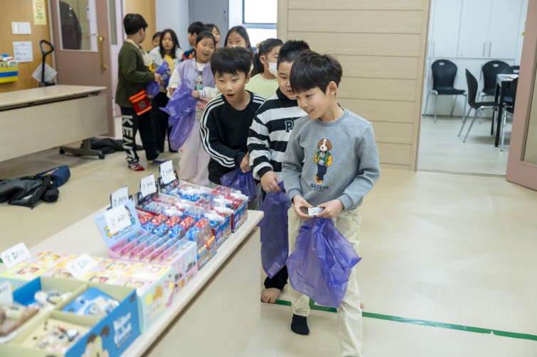 YTo1ODp7czo4OiJGaWxlTmFtZSI7czo0MDoiNjIwM2I0MjMtYzNlYi00MzE5LTljYzItMDMxZTMwMmYyMzU5LmpwZyI7czoxMjoiRmlsZURhdGVUaW1lIjtpOjE3NjQzMTgxMDE7czo4OiJGaWxlU2l6ZSI7aToxMTQ4MTYyO3M6ODoiRmlsZVR5cGUiO2k6MjtzOjg6Ik1pbWVUeXBlIjtzOjEwOiJpbWFnZS9qcGVnIjtzOjEzOiJTZWN0aW9uc0ZvdW5kIjtzOjMwOiJBTllfVEFHLCBJRkQwLCBUSFVNQk5BSUwsIEVYSUYiO3M6ODoiQ09NUFVURUQiO2E6OTp7czo0OiJodG1sIjtzOjI2OiJ3aWR0aD0iMTc1MiIgaGVpZ2h0PSIxMTY4IiI7czo2OiJIZWlnaHQiO2k6MTE2ODtzOjU6IldpZHRoIjtpOjE3NTI7czo3OiJJc0NvbG9yIjtpOjE7czoxNzoiQnl0ZU9yZGVyTW90b3JvbGEiO2k6MDtzOjE1OiJBcGVydHVyZUZOdW1iZXIiO3M6NToiZi8zLjIiO3M6OToiQ29weXJpZ2h0IjtzOjQ6IllBQkMiO3M6MTg6IlRodW1ibmFpbC5GaWxlVHlwZSI7aToyO3M6MTg6IlRodW1ibmFpbC5NaW1lVHlwZSI7czoxMDoiaW1hZ2UvanBlZyI7fXM6NDoiTWFrZSI7czo0OiJTT05ZIjtzOjU6Ik1vZGVsIjtzOjg6IklMQ0UtN000IjtzOjExOiJYUmVzb2x1dGlvbiI7czo1OiIyNDAvMSI7czoxMToiWVJlc29sdXRpb24iO3M6NToiMjQwLzEiO3M6MTQ6IlJlc29sdXRpb25Vbml0IjtpOjI7czo4OiJTb2Z0d2FyZSI7czo1MjoiQWRvYmUgUGhvdG9zaG9wIExpZ2h0cm9vbSBDbGFzc2ljIDE1LjAuMSAoTWFjaW50b3NoKSI7czo4OiJEYXRlVGltZSI7czoxOToiMjAyNToxMToyOCAxNzoxNTozNCI7czo2OiJBcnRpc3QiO3M6NzoiWUFCQ19TRyI7czo5OiJDb3B5cmlnaHQiO3M6NDoiWUFCQyI7czoxNjoiRXhpZl9JRkRfUG9pbnRlciI7aToyNTQ7czo5OiJUSFVNQk5BSUwiO2E6Njp7czoxMToiQ29tcHJlc3Npb24iO2k6NjtzOjExOiJYUmVzb2x1dGlvbiI7czo0OiI3Mi8xIjtzOjExOiJZUmVzb2x1dGlvbiI7czo0OiI3Mi8xIjtzOjE0OiJSZXNvbHV0aW9uVW5pdCI7aToyO3M6MjE6IkpQRUdJbnRlcmNoYW5nZUZvcm1hdCI7aToxMDQwO3M6Mjc6IkpQRUdJbnRlcmNoYW5nZUZvcm1hdExlbmd0aCI7aToxNzI0Njt9czoxMjoiRXhwb3N1cmVUaW1lIjtzOjU6IjEvMTI1IjtzOjc6IkZOdW1iZXIiO3M6NToiMzIvMTAiO3M6MTU6IkV4cG9zdXJlUHJvZ3JhbSI7aToxO3M6MTU6IklTT1NwZWVkUmF0aW5ncyI7aTo2NDA7czoxOToiVW5kZWZpbmVkVGFnOjB4ODgzMCI7aToyO3M6MTk6IlVuZGVmaW5lZFRhZzoweDg4MzIiO2k6NjQwO3M6MTE6IkV4aWZWZXJzaW9uIjtzOjQ6IjAyMzIiO3M6MTY6IkRhdGVUaW1lT3JpZ2luYWwiO3M6MTk6IjIwMjU6MTE6MjMgMTI6MjE6MjgiO3M6MTc6IkRhdGVUaW1lRGlnaXRpemVkIjtzOjE5OiIyMDI1OjExOjIzIDEyOjIxOjI4IjtzOjE5OiJVbmRlZmluZWRUYWc6MHg5MDEwIjtzOjY6IiswOTowMCI7czoxOToiVW5kZWZpbmVkVGFnOjB4OTAxMSI7czo2OiIrMDk6MDAiO3M6MTk6IlVuZGVmaW5lZFRhZzoweDkwMTIiO3M6NjoiKzA5OjAwIjtzOjE3OiJTaHV0dGVyU3BlZWRWYWx1ZSI7czoxNToiNjk2NTc4NC8xMDAwMDAwIjtzOjEzOiJBcGVydHVyZVZhbHVlIjtzOjE1OiIzMzU2MTQ0LzEwMDAwMDAiO3M6MTU6IkJyaWdodG5lc3NWYWx1ZSI7czo5OiI5NzQ0LzI1NjAiO3M6MTc6IkV4cG9zdXJlQmlhc1ZhbHVlIjtzOjQ6IjAvMTAiO3M6MTY6Ik1heEFwZXJ0dXJlVmFsdWUiO3M6NzoiNzYwLzI1NiI7czoxMjoiTWV0ZXJpbmdNb2RlIjtpOjU7czoxMToiTGlnaHRTb3VyY2UiO2k6MDtzOjU6IkZsYXNoIjtpOjE2O3M6MTE6IkZvY2FsTGVuZ3RoIjtzOjY6IjM4MC8xMCI7czoxODoiU3ViU2VjVGltZU9yaWdpbmFsIjtzOjM6IjgxNSI7czoxOToiU3ViU2VjVGltZURpZ2l0aXplZCI7czozOiI4MTUiO3M6MTA6IkNvbG9yU3BhY2UiO2k6NjU1MzU7czoyMToiRm9jYWxQbGFuZVhSZXNvbHV0aW9uIjtzOjE0OiI2NDQ0OTMzOS8zMjc2OCI7czoyMToiRm9jYWxQbGFuZVlSZXNvbHV0aW9uIjtzOjE0OiI2NDQ0OTMzOS8zMjc2OCI7czoyNDoiRm9jYWxQbGFuZVJlc29sdXRpb25Vbml0IjtpOjM7czoxMDoiRmlsZVNvdXJjZSI7czoxOiIDIjtzOjk6IlNjZW5lVHlwZSI7czoxOiIBIjtzOjE0OiJDdXN0b21SZW5kZXJlZCI7aTowO3M6MTI6IkV4cG9zdXJlTW9kZSI7aToxO3M6MTI6IldoaXRlQmFsYW5jZSI7aToxO3M6MTY6IkRpZ2l0YWxab29tUmF0aW8iO3M6NToiMTYvMTYiO3M6MjE6IkZvY2FsTGVuZ3RoSW4zNW1tRmlsbSI7aTozODtzOjE2OiJTY2VuZUNhcHR1cmVUeXBlIjtpOjA7czo4OiJDb250cmFzdCI7aTowO3M6MTA6IlNhdHVyYXRpb24iO2k6MDtzOjk6IlNoYXJwbmVzcyI7aTowO3M6MTk6IlVuZGVmaW5lZFRhZzoweEE0MzIiO2E6NDp7aTowO3M6NjoiMjQwLzEwIjtpOjE7czo2OiI3MDAvMTAiO2k6MjtzOjU6IjI4LzEwIjtpOjM7czo1OiIyOC8xMCI7fXM6MTk6IlVuZGVmaW5lZFRhZzoweEE0MzQiO3M6MjE6IkZFIDI0LTcwbW0gRjIuOCBHTSBJSSI7fQ==