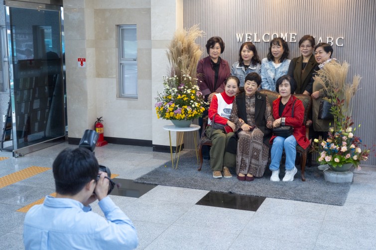 YTo1ODp7czo4OiJGaWxlTmFtZSI7czo0MDoiNjMzODJmNjEtZGYwNS00MjUxLTg2NTUtMTQ0ZTE2YzY4MWQ1LmpwZyI7czoxMjoiRmlsZURhdGVUaW1lIjtpOjE3NjIyNDU4Njc7czo4OiJGaWxlU2l6ZSI7aToxNzE4MjkzO3M6ODoiRmlsZVR5cGUiO2k6MjtzOjg6Ik1pbWVUeXBlIjtzOjEwOiJpbWFnZS9qcGVnIjtzOjEzOiJTZWN0aW9uc0ZvdW5kIjtzOjMwOiJBTllfVEFHLCBJRkQwLCBUSFVNQk5BSUwsIEVYSUYiO3M6ODoiQ09NUFVURUQiO2E6OTp7czo0OiJodG1sIjtzOjI2OiJ3aWR0aD0iMTc1MiIgaGVpZ2h0PSIxMTY4IiI7czo2OiJIZWlnaHQiO2k6MTE2ODtzOjU6IldpZHRoIjtpOjE3NTI7czo3OiJJc0NvbG9yIjtpOjE7czoxNzoiQnl0ZU9yZGVyTW90b3JvbGEiO2k6MDtzOjE1OiJBcGVydHVyZUZOdW1iZXIiO3M6NToiZi81LjYiO3M6OToiQ29weXJpZ2h0IjtzOjQ6IllBQkMiO3M6MTg6IlRodW1ibmFpbC5GaWxlVHlwZSI7aToyO3M6MTg6IlRodW1ibmFpbC5NaW1lVHlwZSI7czoxMDoiaW1hZ2UvanBlZyI7fXM6NDoiTWFrZSI7czo0OiJTT05ZIjtzOjU6Ik1vZGVsIjtzOjg6IklMQ0UtN000IjtzOjExOiJYUmVzb2x1dGlvbiI7czo1OiIyNDAvMSI7czoxMToiWVJlc29sdXRpb24iO3M6NToiMjQwLzEiO3M6MTQ6IlJlc29sdXRpb25Vbml0IjtpOjI7czo4OiJTb2Z0d2FyZSI7czo1MDoiQWRvYmUgUGhvdG9zaG9wIExpZ2h0cm9vbSBDbGFzc2ljIDE1LjAgKE1hY2ludG9zaCkiO3M6ODoiRGF0ZVRpbWUiO3M6MTk6IjIwMjU6MTE6MDQgMTc6NDM6NDciO3M6NjoiQXJ0aXN0IjtzOjc6IllBQkNfU0ciO3M6OToiQ29weXJpZ2h0IjtzOjQ6IllBQkMiO3M6MTY6IkV4aWZfSUZEX1BvaW50ZXIiO2k6MjUyO3M6OToiVEhVTUJOQUlMIjthOjY6e3M6MTE6IkNvbXByZXNzaW9uIjtpOjY7czoxMToiWFJlc29sdXRpb24iO3M6NDoiNzIvMSI7czoxMToiWVJlc29sdXRpb24iO3M6NDoiNzIvMSI7czoxNDoiUmVzb2x1dGlvblVuaXQiO2k6MjtzOjIxOiJKUEVHSW50ZXJjaGFuZ2VGb3JtYXQiO2k6MTAzODtzOjI3OiJKUEVHSW50ZXJjaGFuZ2VGb3JtYXRMZW5ndGgiO2k6MTYzOTI7fXM6MTI6IkV4cG9zdXJlVGltZSI7czo0OiIxLzYwIjtzOjc6IkZOdW1iZXIiO3M6NToiNTYvMTAiO3M6MTU6IkV4cG9zdXJlUHJvZ3JhbSI7aToxO3M6MTU6IklTT1NwZWVkUmF0aW5ncyI7aTo2NDA7czoxOToiVW5kZWZpbmVkVGFnOjB4ODgzMCI7aToyO3M6MTk6IlVuZGVmaW5lZFRhZzoweDg4MzIiO2k6NjQwO3M6MTE6IkV4aWZWZXJzaW9uIjtzOjQ6IjAyMzIiO3M6MTY6IkRhdGVUaW1lT3JpZ2luYWwiO3M6MTk6IjIwMjU6MTA6MjYgMTE6MDM6MjMiO3M6MTc6IkRhdGVUaW1lRGlnaXRpemVkIjtzOjE5OiIyMDI1OjEwOjI2IDExOjAzOjIzIjtzOjE5OiJVbmRlZmluZWRUYWc6MHg5MDEwIjtzOjY6IiswOTowMCI7czoxOToiVW5kZWZpbmVkVGFnOjB4OTAxMSI7czo2OiIrMDk6MDAiO3M6MTk6IlVuZGVmaW5lZFRhZzoweDkwMTIiO3M6NjoiKzA5OjAwIjtzOjE3OiJTaHV0dGVyU3BlZWRWYWx1ZSI7czoxNToiNTkwNjg5MS8xMDAwMDAwIjtzOjEzOiJBcGVydHVyZVZhbHVlIjtzOjE1OiI0OTcwODU0LzEwMDAwMDAiO3M6MTU6IkJyaWdodG5lc3NWYWx1ZSI7czo5OiI2MDE0LzI1NjAiO3M6MTc6IkV4cG9zdXJlQmlhc1ZhbHVlIjtzOjQ6IjAvMTAiO3M6MTY6Ik1heEFwZXJ0dXJlVmFsdWUiO3M6ODoiMTAyNC8yNTYiO3M6MTI6Ik1ldGVyaW5nTW9kZSI7aTo1O3M6MTE6IkxpZ2h0U291cmNlIjtpOjI1NTtzOjU6IkZsYXNoIjtpOjE2O3M6MTE6IkZvY2FsTGVuZ3RoIjtzOjY6IjQ0MC8xMCI7czoxODoiU3ViU2VjVGltZU9yaWdpbmFsIjtzOjM6Ijg2MSI7czoxOToiU3ViU2VjVGltZURpZ2l0aXplZCI7czozOiI4NjEiO3M6MTA6IkNvbG9yU3BhY2UiO2k6NjU1MzU7czoyMToiRm9jYWxQbGFuZVhSZXNvbHV0aW9uIjtzOjE0OiI2NDQ0OTMzOS8zMjc2OCI7czoyMToiRm9jYWxQbGFuZVlSZXNvbHV0aW9uIjtzOjE0OiI2NDQ0OTMzOS8zMjc2OCI7czoyNDoiRm9jYWxQbGFuZVJlc29sdXRpb25Vbml0IjtpOjM7czoxMDoiRmlsZVNvdXJjZSI7czoxOiIDIjtzOjk6IlNjZW5lVHlwZSI7czoxOiIBIjtzOjE0OiJDdXN0b21SZW5kZXJlZCI7aTowO3M6MTI6IkV4cG9zdXJlTW9kZSI7aToxO3M6MTI6IldoaXRlQmFsYW5jZSI7aToxO3M6MTY6IkRpZ2l0YWxab29tUmF0aW8iO3M6NToiMTYvMTYiO3M6MjE6IkZvY2FsTGVuZ3RoSW4zNW1tRmlsbSI7aTo0NDtzOjE2OiJTY2VuZUNhcHR1cmVUeXBlIjtpOjA7czo4OiJDb250cmFzdCI7aTowO3M6MTA6IlNhdHVyYXRpb24iO2k6MDtzOjk6IlNoYXJwbmVzcyI7aTowO3M6MTk6IlVuZGVmaW5lZFRhZzoweEE0MzIiO2E6NDp7aTowO3M6NjoiMjQwLzEwIjtpOjE7czo3OiIxMDUwLzEwIjtpOjI7czo1OiI0MC8xMCI7aTozO3M6NToiNDAvMTAiO31zOjE5OiJVbmRlZmluZWRUYWc6MHhBNDM0IjtzOjIwOiJGRSAyNC0xMDVtbSBGNCBHIE9TUyI7fQ==