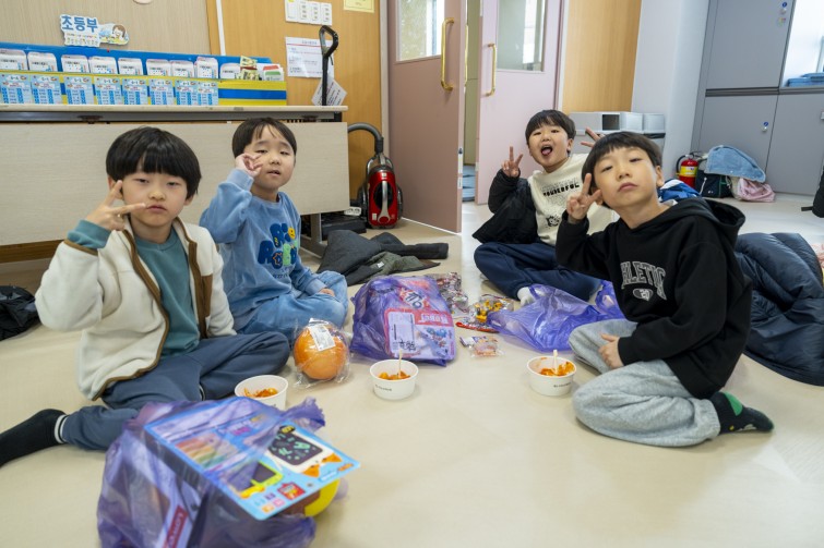 YTo1ODp7czo4OiJGaWxlTmFtZSI7czo0MDoiNjU5MmUwNDAtMGFmZC00OWUwLWIyNWQtMTEzZTM5NmE5YmM3LmpwZyI7czoxMjoiRmlsZURhdGVUaW1lIjtpOjE3NjQzMTgwNzE7czo4OiJGaWxlU2l6ZSI7aToxMzY0NjY5O3M6ODoiRmlsZVR5cGUiO2k6MjtzOjg6Ik1pbWVUeXBlIjtzOjEwOiJpbWFnZS9qcGVnIjtzOjEzOiJTZWN0aW9uc0ZvdW5kIjtzOjMwOiJBTllfVEFHLCBJRkQwLCBUSFVNQk5BSUwsIEVYSUYiO3M6ODoiQ09NUFVURUQiO2E6OTp7czo0OiJodG1sIjtzOjI2OiJ3aWR0aD0iMTc1MiIgaGVpZ2h0PSIxMTY4IiI7czo2OiJIZWlnaHQiO2k6MTE2ODtzOjU6IldpZHRoIjtpOjE3NTI7czo3OiJJc0NvbG9yIjtpOjE7czoxNzoiQnl0ZU9yZGVyTW90b3JvbGEiO2k6MDtzOjE1OiJBcGVydHVyZUZOdW1iZXIiO3M6NToiZi8zLjIiO3M6OToiQ29weXJpZ2h0IjtzOjQ6IllBQkMiO3M6MTg6IlRodW1ibmFpbC5GaWxlVHlwZSI7aToyO3M6MTg6IlRodW1ibmFpbC5NaW1lVHlwZSI7czoxMDoiaW1hZ2UvanBlZyI7fXM6NDoiTWFrZSI7czo0OiJTT05ZIjtzOjU6Ik1vZGVsIjtzOjg6IklMQ0UtN000IjtzOjExOiJYUmVzb2x1dGlvbiI7czo1OiIyNDAvMSI7czoxMToiWVJlc29sdXRpb24iO3M6NToiMjQwLzEiO3M6MTQ6IlJlc29sdXRpb25Vbml0IjtpOjI7czo4OiJTb2Z0d2FyZSI7czo1MjoiQWRvYmUgUGhvdG9zaG9wIExpZ2h0cm9vbSBDbGFzc2ljIDE1LjAuMSAoTWFjaW50b3NoKSI7czo4OiJEYXRlVGltZSI7czoxOToiMjAyNToxMToyOCAxNzoxNjowNSI7czo2OiJBcnRpc3QiO3M6NzoiWUFCQ19TRyI7czo5OiJDb3B5cmlnaHQiO3M6NDoiWUFCQyI7czoxNjoiRXhpZl9JRkRfUG9pbnRlciI7aToyNTQ7czo5OiJUSFVNQk5BSUwiO2E6Njp7czoxMToiQ29tcHJlc3Npb24iO2k6NjtzOjExOiJYUmVzb2x1dGlvbiI7czo0OiI3Mi8xIjtzOjExOiJZUmVzb2x1dGlvbiI7czo0OiI3Mi8xIjtzOjE0OiJSZXNvbHV0aW9uVW5pdCI7aToyO3M6MjE6IkpQRUdJbnRlcmNoYW5nZUZvcm1hdCI7aToxMDQwO3M6Mjc6IkpQRUdJbnRlcmNoYW5nZUZvcm1hdExlbmd0aCI7aToxNzY4Njt9czoxMjoiRXhwb3N1cmVUaW1lIjtzOjU6IjEvMTI1IjtzOjc6IkZOdW1iZXIiO3M6NToiMzIvMTAiO3M6MTU6IkV4cG9zdXJlUHJvZ3JhbSI7aToxO3M6MTU6IklTT1NwZWVkUmF0aW5ncyI7aTo2NDA7czoxOToiVW5kZWZpbmVkVGFnOjB4ODgzMCI7aToyO3M6MTk6IlVuZGVmaW5lZFRhZzoweDg4MzIiO2k6NjQwO3M6MTE6IkV4aWZWZXJzaW9uIjtzOjQ6IjAyMzIiO3M6MTY6IkRhdGVUaW1lT3JpZ2luYWwiO3M6MTk6IjIwMjU6MTE6MjMgMTI6MzI6MDgiO3M6MTc6IkRhdGVUaW1lRGlnaXRpemVkIjtzOjE5OiIyMDI1OjExOjIzIDEyOjMyOjA4IjtzOjE5OiJVbmRlZmluZWRUYWc6MHg5MDEwIjtzOjY6IiswOTowMCI7czoxOToiVW5kZWZpbmVkVGFnOjB4OTAxMSI7czo2OiIrMDk6MDAiO3M6MTk6IlVuZGVmaW5lZFRhZzoweDkwMTIiO3M6NjoiKzA5OjAwIjtzOjE3OiJTaHV0dGVyU3BlZWRWYWx1ZSI7czoxNToiNjk2NTc4NC8xMDAwMDAwIjtzOjEzOiJBcGVydHVyZVZhbHVlIjtzOjE1OiIzMzU2MTQ0LzEwMDAwMDAiO3M6MTU6IkJyaWdodG5lc3NWYWx1ZSI7czo5OiI4NTk0LzI1NjAiO3M6MTc6IkV4cG9zdXJlQmlhc1ZhbHVlIjtzOjQ6IjAvMTAiO3M6MTY6Ik1heEFwZXJ0dXJlVmFsdWUiO3M6NzoiNzYwLzI1NiI7czoxMjoiTWV0ZXJpbmdNb2RlIjtpOjU7czoxMToiTGlnaHRTb3VyY2UiO2k6MDtzOjU6IkZsYXNoIjtpOjE2O3M6MTE6IkZvY2FsTGVuZ3RoIjtzOjY6IjI0MC8xMCI7czoxODoiU3ViU2VjVGltZU9yaWdpbmFsIjtzOjM6IjE1OCI7czoxOToiU3ViU2VjVGltZURpZ2l0aXplZCI7czozOiIxNTgiO3M6MTA6IkNvbG9yU3BhY2UiO2k6NjU1MzU7czoyMToiRm9jYWxQbGFuZVhSZXNvbHV0aW9uIjtzOjE0OiI2NDQ0OTMzOS8zMjc2OCI7czoyMToiRm9jYWxQbGFuZVlSZXNvbHV0aW9uIjtzOjE0OiI2NDQ0OTMzOS8zMjc2OCI7czoyNDoiRm9jYWxQbGFuZVJlc29sdXRpb25Vbml0IjtpOjM7czoxMDoiRmlsZVNvdXJjZSI7czoxOiIDIjtzOjk6IlNjZW5lVHlwZSI7czoxOiIBIjtzOjE0OiJDdXN0b21SZW5kZXJlZCI7aTowO3M6MTI6IkV4cG9zdXJlTW9kZSI7aToxO3M6MTI6IldoaXRlQmFsYW5jZSI7aToxO3M6MTY6IkRpZ2l0YWxab29tUmF0aW8iO3M6NToiMTYvMTYiO3M6MjE6IkZvY2FsTGVuZ3RoSW4zNW1tRmlsbSI7aToyNDtzOjE2OiJTY2VuZUNhcHR1cmVUeXBlIjtpOjA7czo4OiJDb250cmFzdCI7aTowO3M6MTA6IlNhdHVyYXRpb24iO2k6MDtzOjk6IlNoYXJwbmVzcyI7aTowO3M6MTk6IlVuZGVmaW5lZFRhZzoweEE0MzIiO2E6NDp7aTowO3M6NjoiMjQwLzEwIjtpOjE7czo2OiI3MDAvMTAiO2k6MjtzOjU6IjI4LzEwIjtpOjM7czo1OiIyOC8xMCI7fXM6MTk6IlVuZGVmaW5lZFRhZzoweEE0MzQiO3M6MjE6IkZFIDI0LTcwbW0gRjIuOCBHTSBJSSI7fQ==