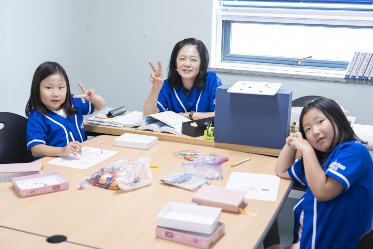 YTo1ODp7czo4OiJGaWxlTmFtZSI7czo0MDoiNjkyMGYwNTQtNzg5ZC00NDlmLWJkOWEtMGMyNDAzY2FhNDY4LmpwZyI7czoxMjoiRmlsZURhdGVUaW1lIjtpOjE3NTc4MjkxMjk7czo4OiJGaWxlU2l6ZSI7aToxMDc1MDQzO3M6ODoiRmlsZVR5cGUiO2k6MjtzOjg6Ik1pbWVUeXBlIjtzOjEwOiJpbWFnZS9qcGVnIjtzOjEzOiJTZWN0aW9uc0ZvdW5kIjtzOjMwOiJBTllfVEFHLCBJRkQwLCBUSFVNQk5BSUwsIEVYSUYiO3M6ODoiQ09NUFVURUQiO2E6OTp7czo0OiJodG1sIjtzOjI2OiJ3aWR0aD0iMTcyMSIgaGVpZ2h0PSIxMTQ3IiI7czo2OiJIZWlnaHQiO2k6MTE0NztzOjU6IldpZHRoIjtpOjE3MjE7czo3OiJJc0NvbG9yIjtpOjE7czoxNzoiQnl0ZU9yZGVyTW90b3JvbGEiO2k6MDtzOjE1OiJBcGVydHVyZUZOdW1iZXIiO3M6NToiZi80LjAiO3M6OToiQ29weXJpZ2h0IjtzOjQ6IllBQkMiO3M6MTg6IlRodW1ibmFpbC5GaWxlVHlwZSI7aToyO3M6MTg6IlRodW1ibmFpbC5NaW1lVHlwZSI7czoxMDoiaW1hZ2UvanBlZyI7fXM6NDoiTWFrZSI7czo0OiJTT05ZIjtzOjU6Ik1vZGVsIjtzOjg6IklMQ0UtN000IjtzOjExOiJYUmVzb2x1dGlvbiI7czo1OiIyNDAvMSI7czoxMToiWVJlc29sdXRpb24iO3M6NToiMjQwLzEiO3M6MTQ6IlJlc29sdXRpb25Vbml0IjtpOjI7czo4OiJTb2Z0d2FyZSI7czo1MjoiQWRvYmUgUGhvdG9zaG9wIExpZ2h0cm9vbSBDbGFzc2ljIDE0LjUuMSAoTWFjaW50b3NoKSI7czo4OiJEYXRlVGltZSI7czoxOToiMjAyNTowOToxNCAxNDo1MDo1MCI7czo2OiJBcnRpc3QiO3M6NzoiWUFCQ19TRyI7czo5OiJDb3B5cmlnaHQiO3M6NDoiWUFCQyI7czoxNjoiRXhpZl9JRkRfUG9pbnRlciI7aToyNTQ7czo5OiJUSFVNQk5BSUwiO2E6Njp7czoxMToiQ29tcHJlc3Npb24iO2k6NjtzOjExOiJYUmVzb2x1dGlvbiI7czo0OiI3Mi8xIjtzOjExOiJZUmVzb2x1dGlvbiI7czo0OiI3Mi8xIjtzOjE0OiJSZXNvbHV0aW9uVW5pdCI7aToyO3M6MjE6IkpQRUdJbnRlcmNoYW5nZUZvcm1hdCI7aToxMDQwO3M6Mjc6IkpQRUdJbnRlcmNoYW5nZUZvcm1hdExlbmd0aCI7aToxNDk5Mjt9czoxMjoiRXhwb3N1cmVUaW1lIjtzOjU6IjEvMTAwIjtzOjc6IkZOdW1iZXIiO3M6MzoiNC8xIjtzOjE1OiJFeHBvc3VyZVByb2dyYW0iO2k6MTtzOjE1OiJJU09TcGVlZFJhdGluZ3MiO2k6ODAwO3M6MTk6IlVuZGVmaW5lZFRhZzoweDg4MzAiO2k6MjtzOjE5OiJVbmRlZmluZWRUYWc6MHg4ODMyIjtpOjgwMDtzOjExOiJFeGlmVmVyc2lvbiI7czo0OiIwMjMyIjtzOjE2OiJEYXRlVGltZU9yaWdpbmFsIjtzOjE5OiIyMDI1OjA5OjE0IDE0OjIxOjU0IjtzOjE3OiJEYXRlVGltZURpZ2l0aXplZCI7czoxOToiMjAyNTowOToxNCAxNDoyMTo1NCI7czoxOToiVW5kZWZpbmVkVGFnOjB4OTAxMCI7czo2OiIrMDk6MDAiO3M6MTk6IlVuZGVmaW5lZFRhZzoweDkwMTEiO3M6NjoiKzA5OjAwIjtzOjE5OiJVbmRlZmluZWRUYWc6MHg5MDEyIjtzOjY6IiswOTowMCI7czoxNzoiU2h1dHRlclNwZWVkVmFsdWUiO3M6MTU6IjY2NDM4NTYvMTAwMDAwMCI7czoxMzoiQXBlcnR1cmVWYWx1ZSI7czozOiI0LzEiO3M6MTU6IkJyaWdodG5lc3NWYWx1ZSI7czoxMDoiMTA3OTQvMjU2MCI7czoxNzoiRXhwb3N1cmVCaWFzVmFsdWUiO3M6NDoiMC8xMCI7czoxNjoiTWF4QXBlcnR1cmVWYWx1ZSI7czo3OiI3NjAvMjU2IjtzOjEyOiJNZXRlcmluZ01vZGUiO2k6NTtzOjExOiJMaWdodFNvdXJjZSI7aToyNTU7czo1OiJGbGFzaCI7aToxNjtzOjExOiJGb2NhbExlbmd0aCI7czo2OiI1MDAvMTAiO3M6MTg6IlN1YlNlY1RpbWVPcmlnaW5hbCI7czozOiI1MDYiO3M6MTk6IlN1YlNlY1RpbWVEaWdpdGl6ZWQiO3M6MzoiNTA2IjtzOjEwOiJDb2xvclNwYWNlIjtpOjY1NTM1O3M6MjE6IkZvY2FsUGxhbmVYUmVzb2x1dGlvbiI7czoxNDoiNjQ0NDkzMzkvMzI3NjgiO3M6MjE6IkZvY2FsUGxhbmVZUmVzb2x1dGlvbiI7czoxNDoiNjQ0NDkzMzkvMzI3NjgiO3M6MjQ6IkZvY2FsUGxhbmVSZXNvbHV0aW9uVW5pdCI7aTozO3M6MTA6IkZpbGVTb3VyY2UiO3M6MToiAyI7czo5OiJTY2VuZVR5cGUiO3M6MToiASI7czoxNDoiQ3VzdG9tUmVuZGVyZWQiO2k6MDtzOjEyOiJFeHBvc3VyZU1vZGUiO2k6MTtzOjEyOiJXaGl0ZUJhbGFuY2UiO2k6MTtzOjE2OiJEaWdpdGFsWm9vbVJhdGlvIjtzOjU6IjE2LzE2IjtzOjIxOiJGb2NhbExlbmd0aEluMzVtbUZpbG0iO2k6NTA7czoxNjoiU2NlbmVDYXB0dXJlVHlwZSI7aTowO3M6ODoiQ29udHJhc3QiO2k6MDtzOjEwOiJTYXR1cmF0aW9uIjtpOjA7czo5OiJTaGFycG5lc3MiO2k6MDtzOjE5OiJVbmRlZmluZWRUYWc6MHhBNDMyIjthOjQ6e2k6MDtzOjY6IjI0MC8xMCI7aToxO3M6NjoiNzAwLzEwIjtpOjI7czo1OiIyOC8xMCI7aTozO3M6NToiMjgvMTAiO31zOjE5OiJVbmRlZmluZWRUYWc6MHhBNDM0IjtzOjIxOiJGRSAyNC03MG1tIEYyLjggR00gSUkiO30=