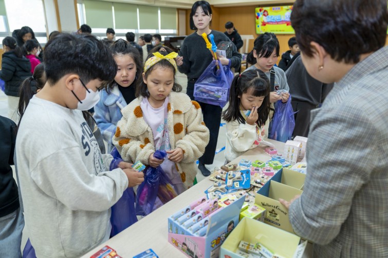 YTo1ODp7czo4OiJGaWxlTmFtZSI7czo0MDoiNzNlOTgyZDItNGJmYy00NWM5LWI2ZTctNzYwYTcxYTY1N2UwLmpwZyI7czoxMjoiRmlsZURhdGVUaW1lIjtpOjE3NjQzMTgxMDU7czo4OiJGaWxlU2l6ZSI7aToxNDM5MTYzO3M6ODoiRmlsZVR5cGUiO2k6MjtzOjg6Ik1pbWVUeXBlIjtzOjEwOiJpbWFnZS9qcGVnIjtzOjEzOiJTZWN0aW9uc0ZvdW5kIjtzOjMwOiJBTllfVEFHLCBJRkQwLCBUSFVNQk5BSUwsIEVYSUYiO3M6ODoiQ09NUFVURUQiO2E6OTp7czo0OiJodG1sIjtzOjI2OiJ3aWR0aD0iMTc1MiIgaGVpZ2h0PSIxMTY4IiI7czo2OiJIZWlnaHQiO2k6MTE2ODtzOjU6IldpZHRoIjtpOjE3NTI7czo3OiJJc0NvbG9yIjtpOjE7czoxNzoiQnl0ZU9yZGVyTW90b3JvbGEiO2k6MDtzOjE1OiJBcGVydHVyZUZOdW1iZXIiO3M6NToiZi8zLjIiO3M6OToiQ29weXJpZ2h0IjtzOjQ6IllBQkMiO3M6MTg6IlRodW1ibmFpbC5GaWxlVHlwZSI7aToyO3M6MTg6IlRodW1ibmFpbC5NaW1lVHlwZSI7czoxMDoiaW1hZ2UvanBlZyI7fXM6NDoiTWFrZSI7czo0OiJTT05ZIjtzOjU6Ik1vZGVsIjtzOjg6IklMQ0UtN000IjtzOjExOiJYUmVzb2x1dGlvbiI7czo1OiIyNDAvMSI7czoxMToiWVJlc29sdXRpb24iO3M6NToiMjQwLzEiO3M6MTQ6IlJlc29sdXRpb25Vbml0IjtpOjI7czo4OiJTb2Z0d2FyZSI7czo1MjoiQWRvYmUgUGhvdG9zaG9wIExpZ2h0cm9vbSBDbGFzc2ljIDE1LjAuMSAoTWFjaW50b3NoKSI7czo4OiJEYXRlVGltZSI7czoxOToiMjAyNToxMToyOCAxNzoxNTo1OSI7czo2OiJBcnRpc3QiO3M6NzoiWUFCQ19TRyI7czo5OiJDb3B5cmlnaHQiO3M6NDoiWUFCQyI7czoxNjoiRXhpZl9JRkRfUG9pbnRlciI7aToyNTQ7czo5OiJUSFVNQk5BSUwiO2E6Njp7czoxMToiQ29tcHJlc3Npb24iO2k6NjtzOjExOiJYUmVzb2x1dGlvbiI7czo0OiI3Mi8xIjtzOjExOiJZUmVzb2x1dGlvbiI7czo0OiI3Mi8xIjtzOjE0OiJSZXNvbHV0aW9uVW5pdCI7aToyO3M6MjE6IkpQRUdJbnRlcmNoYW5nZUZvcm1hdCI7aToxMDQwO3M6Mjc6IkpQRUdJbnRlcmNoYW5nZUZvcm1hdExlbmd0aCI7aToyMDU3Nzt9czoxMjoiRXhwb3N1cmVUaW1lIjtzOjU6IjEvMTI1IjtzOjc6IkZOdW1iZXIiO3M6NToiMzIvMTAiO3M6MTU6IkV4cG9zdXJlUHJvZ3JhbSI7aToxO3M6MTU6IklTT1NwZWVkUmF0aW5ncyI7aTo2NDA7czoxOToiVW5kZWZpbmVkVGFnOjB4ODgzMCI7aToyO3M6MTk6IlVuZGVmaW5lZFRhZzoweDg4MzIiO2k6NjQwO3M6MTE6IkV4aWZWZXJzaW9uIjtzOjQ6IjAyMzIiO3M6MTY6IkRhdGVUaW1lT3JpZ2luYWwiO3M6MTk6IjIwMjU6MTE6MjMgMTI6MzA6MzkiO3M6MTc6IkRhdGVUaW1lRGlnaXRpemVkIjtzOjE5OiIyMDI1OjExOjIzIDEyOjMwOjM5IjtzOjE5OiJVbmRlZmluZWRUYWc6MHg5MDEwIjtzOjY6IiswOTowMCI7czoxOToiVW5kZWZpbmVkVGFnOjB4OTAxMSI7czo2OiIrMDk6MDAiO3M6MTk6IlVuZGVmaW5lZFRhZzoweDkwMTIiO3M6NjoiKzA5OjAwIjtzOjE3OiJTaHV0dGVyU3BlZWRWYWx1ZSI7czoxNToiNjk2NTc4NC8xMDAwMDAwIjtzOjEzOiJBcGVydHVyZVZhbHVlIjtzOjE1OiIzMzU2MTQ0LzEwMDAwMDAiO3M6MTU6IkJyaWdodG5lc3NWYWx1ZSI7czo5OiI4MzY0LzI1NjAiO3M6MTc6IkV4cG9zdXJlQmlhc1ZhbHVlIjtzOjQ6IjAvMTAiO3M6MTY6Ik1heEFwZXJ0dXJlVmFsdWUiO3M6NzoiNzYwLzI1NiI7czoxMjoiTWV0ZXJpbmdNb2RlIjtpOjU7czoxMToiTGlnaHRTb3VyY2UiO2k6MDtzOjU6IkZsYXNoIjtpOjE2O3M6MTE6IkZvY2FsTGVuZ3RoIjtzOjY6IjI2MC8xMCI7czoxODoiU3ViU2VjVGltZU9yaWdpbmFsIjtzOjM6IjQ5MCI7czoxOToiU3ViU2VjVGltZURpZ2l0aXplZCI7czozOiI0OTAiO3M6MTA6IkNvbG9yU3BhY2UiO2k6NjU1MzU7czoyMToiRm9jYWxQbGFuZVhSZXNvbHV0aW9uIjtzOjE0OiI2NDQ0OTMzOS8zMjc2OCI7czoyMToiRm9jYWxQbGFuZVlSZXNvbHV0aW9uIjtzOjE0OiI2NDQ0OTMzOS8zMjc2OCI7czoyNDoiRm9jYWxQbGFuZVJlc29sdXRpb25Vbml0IjtpOjM7czoxMDoiRmlsZVNvdXJjZSI7czoxOiIDIjtzOjk6IlNjZW5lVHlwZSI7czoxOiIBIjtzOjE0OiJDdXN0b21SZW5kZXJlZCI7aTowO3M6MTI6IkV4cG9zdXJlTW9kZSI7aToxO3M6MTI6IldoaXRlQmFsYW5jZSI7aToxO3M6MTY6IkRpZ2l0YWxab29tUmF0aW8iO3M6NToiMTYvMTYiO3M6MjE6IkZvY2FsTGVuZ3RoSW4zNW1tRmlsbSI7aToyNjtzOjE2OiJTY2VuZUNhcHR1cmVUeXBlIjtpOjA7czo4OiJDb250cmFzdCI7aTowO3M6MTA6IlNhdHVyYXRpb24iO2k6MDtzOjk6IlNoYXJwbmVzcyI7aTowO3M6MTk6IlVuZGVmaW5lZFRhZzoweEE0MzIiO2E6NDp7aTowO3M6NjoiMjQwLzEwIjtpOjE7czo2OiI3MDAvMTAiO2k6MjtzOjU6IjI4LzEwIjtpOjM7czo1OiIyOC8xMCI7fXM6MTk6IlVuZGVmaW5lZFRhZzoweEE0MzQiO3M6MjE6IkZFIDI0LTcwbW0gRjIuOCBHTSBJSSI7fQ==