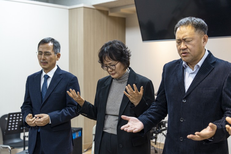 YTo1ODp7czo4OiJGaWxlTmFtZSI7czo0MDoiN2ZiNTEwODctNWUxNi00YmU1LWJlOTMtZjA2ZGE0NDViNWJhLmpwZyI7czoxMjoiRmlsZURhdGVUaW1lIjtpOjE3NjM0NTE2OTY7czo4OiJGaWxlU2l6ZSI7aToxMjkxMjAwO3M6ODoiRmlsZVR5cGUiO2k6MjtzOjg6Ik1pbWVUeXBlIjtzOjEwOiJpbWFnZS9qcGVnIjtzOjEzOiJTZWN0aW9uc0ZvdW5kIjtzOjMwOiJBTllfVEFHLCBJRkQwLCBUSFVNQk5BSUwsIEVYSUYiO3M6ODoiQ09NUFVURUQiO2E6OTp7czo0OiJodG1sIjtzOjI2OiJ3aWR0aD0iMTc1MCIgaGVpZ2h0PSIxMTY3IiI7czo2OiJIZWlnaHQiO2k6MTE2NztzOjU6IldpZHRoIjtpOjE3NTA7czo3OiJJc0NvbG9yIjtpOjE7czoxNzoiQnl0ZU9yZGVyTW90b3JvbGEiO2k6MDtzOjE1OiJBcGVydHVyZUZOdW1iZXIiO3M6NToiZi8zLjIiO3M6OToiQ29weXJpZ2h0IjtzOjQ6IllBQkMiO3M6MTg6IlRodW1ibmFpbC5GaWxlVHlwZSI7aToyO3M6MTg6IlRodW1ibmFpbC5NaW1lVHlwZSI7czoxMDoiaW1hZ2UvanBlZyI7fXM6NDoiTWFrZSI7czo0OiJTT05ZIjtzOjU6Ik1vZGVsIjtzOjg6IklMQ0UtN000IjtzOjExOiJYUmVzb2x1dGlvbiI7czo1OiIyNDAvMSI7czoxMToiWVJlc29sdXRpb24iO3M6NToiMjQwLzEiO3M6MTQ6IlJlc29sdXRpb25Vbml0IjtpOjI7czo4OiJTb2Z0d2FyZSI7czo1MjoiQWRvYmUgUGhvdG9zaG9wIExpZ2h0cm9vbSBDbGFzc2ljIDE1LjAuMSAoTWFjaW50b3NoKSI7czo4OiJEYXRlVGltZSI7czoxOToiMjAyNToxMToxNyAxMzoxNzoyMSI7czo2OiJBcnRpc3QiO3M6NzoiWUFCQ19TRyI7czo5OiJDb3B5cmlnaHQiO3M6NDoiWUFCQyI7czoxNjoiRXhpZl9JRkRfUG9pbnRlciI7aToyNTQ7czo5OiJUSFVNQk5BSUwiO2E6Njp7czoxMToiQ29tcHJlc3Npb24iO2k6NjtzOjExOiJYUmVzb2x1dGlvbiI7czo0OiI3Mi8xIjtzOjExOiJZUmVzb2x1dGlvbiI7czo0OiI3Mi8xIjtzOjE0OiJSZXNvbHV0aW9uVW5pdCI7aToyO3M6MjE6IkpQRUdJbnRlcmNoYW5nZUZvcm1hdCI7aToxMDQwO3M6Mjc6IkpQRUdJbnRlcmNoYW5nZUZvcm1hdExlbmd0aCI7aToxNDAxODt9czoxMjoiRXhwb3N1cmVUaW1lIjtzOjU6IjEvMTI1IjtzOjc6IkZOdW1iZXIiO3M6NToiMzIvMTAiO3M6MTU6IkV4cG9zdXJlUHJvZ3JhbSI7aToxO3M6MTU6IklTT1NwZWVkUmF0aW5ncyI7aTo0MDA7czoxOToiVW5kZWZpbmVkVGFnOjB4ODgzMCI7aToyO3M6MTk6IlVuZGVmaW5lZFRhZzoweDg4MzIiO2k6NDAwO3M6MTE6IkV4aWZWZXJzaW9uIjtzOjQ6IjAyMzIiO3M6MTY6IkRhdGVUaW1lT3JpZ2luYWwiO3M6MTk6IjIwMjU6MTE6MTYgMTc6MDM6NTUiO3M6MTc6IkRhdGVUaW1lRGlnaXRpemVkIjtzOjE5OiIyMDI1OjExOjE2IDE3OjAzOjU1IjtzOjE5OiJVbmRlZmluZWRUYWc6MHg5MDEwIjtzOjY6IiswOTowMCI7czoxOToiVW5kZWZpbmVkVGFnOjB4OTAxMSI7czo2OiIrMDk6MDAiO3M6MTk6IlVuZGVmaW5lZFRhZzoweDkwMTIiO3M6NjoiKzA5OjAwIjtzOjE3OiJTaHV0dGVyU3BlZWRWYWx1ZSI7czoxNToiNjk2NTc4NC8xMDAwMDAwIjtzOjEzOiJBcGVydHVyZVZhbHVlIjtzOjE1OiIzMzU2MTQ0LzEwMDAwMDAiO3M6MTU6IkJyaWdodG5lc3NWYWx1ZSI7czo5OiIyODY0LzI1NjAiO3M6MTc6IkV4cG9zdXJlQmlhc1ZhbHVlIjtzOjQ6IjAvMTAiO3M6MTY6Ik1heEFwZXJ0dXJlVmFsdWUiO3M6NzoiNzYwLzI1NiI7czoxMjoiTWV0ZXJpbmdNb2RlIjtpOjU7czoxMToiTGlnaHRTb3VyY2UiO2k6MDtzOjU6IkZsYXNoIjtpOjEzO3M6MTE6IkZvY2FsTGVuZ3RoIjtzOjY6IjUyMC8xMCI7czoxODoiU3ViU2VjVGltZU9yaWdpbmFsIjtzOjM6IjA1MiI7czoxOToiU3ViU2VjVGltZURpZ2l0aXplZCI7czozOiIwNTIiO3M6MTA6IkNvbG9yU3BhY2UiO2k6NjU1MzU7czoyMToiRm9jYWxQbGFuZVhSZXNvbHV0aW9uIjtzOjE0OiI2NDQ0OTMzOS8zMjc2OCI7czoyMToiRm9jYWxQbGFuZVlSZXNvbHV0aW9uIjtzOjE0OiI2NDQ0OTMzOS8zMjc2OCI7czoyNDoiRm9jYWxQbGFuZVJlc29sdXRpb25Vbml0IjtpOjM7czoxMDoiRmlsZVNvdXJjZSI7czoxOiIDIjtzOjk6IlNjZW5lVHlwZSI7czoxOiIBIjtzOjE0OiJDdXN0b21SZW5kZXJlZCI7aTowO3M6MTI6IkV4cG9zdXJlTW9kZSI7aToxO3M6MTI6IldoaXRlQmFsYW5jZSI7aToxO3M6MTY6IkRpZ2l0YWxab29tUmF0aW8iO3M6NToiMTYvMTYiO3M6MjE6IkZvY2FsTGVuZ3RoSW4zNW1tRmlsbSI7aTo1MjtzOjE2OiJTY2VuZUNhcHR1cmVUeXBlIjtpOjA7czo4OiJDb250cmFzdCI7aTowO3M6MTA6IlNhdHVyYXRpb24iO2k6MDtzOjk6IlNoYXJwbmVzcyI7aTowO3M6MTk6IlVuZGVmaW5lZFRhZzoweEE0MzIiO2E6NDp7aTowO3M6NjoiMjQwLzEwIjtpOjE7czo2OiI3MDAvMTAiO2k6MjtzOjU6IjI4LzEwIjtpOjM7czo1OiIyOC8xMCI7fXM6MTk6IlVuZGVmaW5lZFRhZzoweEE0MzQiO3M6MjE6IkZFIDI0LTcwbW0gRjIuOCBHTSBJSSI7fQ==