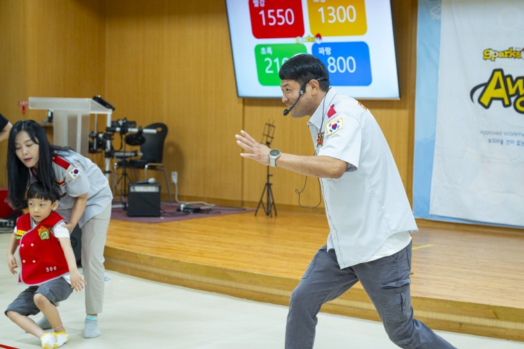 YTo1ODp7czo4OiJGaWxlTmFtZSI7czo0MDoiODhhOGY5YTMtNmY4NC00YmUyLTk3N2YtYTQxMGEyN2Q5Mzg0LmpwZyI7czoxMjoiRmlsZURhdGVUaW1lIjtpOjE3NTc4MjAxNzU7czo4OiJGaWxlU2l6ZSI7aToxMzk5ODcwO3M6ODoiRmlsZVR5cGUiO2k6MjtzOjg6Ik1pbWVUeXBlIjtzOjEwOiJpbWFnZS9qcGVnIjtzOjEzOiJTZWN0aW9uc0ZvdW5kIjtzOjMwOiJBTllfVEFHLCBJRkQwLCBUSFVNQk5BSUwsIEVYSUYiO3M6ODoiQ09NUFVURUQiO2E6OTp7czo0OiJodG1sIjtzOjI2OiJ3aWR0aD0iMTc1MiIgaGVpZ2h0PSIxMTY4IiI7czo2OiJIZWlnaHQiO2k6MTE2ODtzOjU6IldpZHRoIjtpOjE3NTI7czo3OiJJc0NvbG9yIjtpOjE7czoxNzoiQnl0ZU9yZGVyTW90b3JvbGEiO2k6MDtzOjE1OiJBcGVydHVyZUZOdW1iZXIiO3M6NToiZi80LjAiO3M6OToiQ29weXJpZ2h0IjtzOjQ6IllBQkMiO3M6MTg6IlRodW1ibmFpbC5GaWxlVHlwZSI7aToyO3M6MTg6IlRodW1ibmFpbC5NaW1lVHlwZSI7czoxMDoiaW1hZ2UvanBlZyI7fXM6NDoiTWFrZSI7czo0OiJTT05ZIjtzOjU6Ik1vZGVsIjtzOjg6IklMQ0UtN000IjtzOjExOiJYUmVzb2x1dGlvbiI7czo1OiIyNDAvMSI7czoxMToiWVJlc29sdXRpb24iO3M6NToiMjQwLzEiO3M6MTQ6IlJlc29sdXRpb25Vbml0IjtpOjI7czo4OiJTb2Z0d2FyZSI7czo1MjoiQWRvYmUgUGhvdG9zaG9wIExpZ2h0cm9vbSBDbGFzc2ljIDE0LjUuMSAoTWFjaW50b3NoKSI7czo4OiJEYXRlVGltZSI7czoxOToiMjAyNTowOToxNCAxMjoyMDo1NyI7czo2OiJBcnRpc3QiO3M6NzoiWUFCQ19TRyI7czo5OiJDb3B5cmlnaHQiO3M6NDoiWUFCQyI7czoxNjoiRXhpZl9JRkRfUG9pbnRlciI7aToyNTQ7czo5OiJUSFVNQk5BSUwiO2E6Njp7czoxMToiQ29tcHJlc3Npb24iO2k6NjtzOjExOiJYUmVzb2x1dGlvbiI7czo0OiI3Mi8xIjtzOjExOiJZUmVzb2x1dGlvbiI7czo0OiI3Mi8xIjtzOjE0OiJSZXNvbHV0aW9uVW5pdCI7aToyO3M6MjE6IkpQRUdJbnRlcmNoYW5nZUZvcm1hdCI7aToxMDQwO3M6Mjc6IkpQRUdJbnRlcmNoYW5nZUZvcm1hdExlbmd0aCI7aToxNjkxNDt9czoxMjoiRXhwb3N1cmVUaW1lIjtzOjU6IjEvMjUwIjtzOjc6IkZOdW1iZXIiO3M6MzoiNC8xIjtzOjE1OiJFeHBvc3VyZVByb2dyYW0iO2k6MTtzOjE1OiJJU09TcGVlZFJhdGluZ3MiO2k6NTAwO3M6MTk6IlVuZGVmaW5lZFRhZzoweDg4MzAiO2k6MjtzOjE5OiJVbmRlZmluZWRUYWc6MHg4ODMyIjtpOjUwMDtzOjExOiJFeGlmVmVyc2lvbiI7czo0OiIwMjMyIjtzOjE2OiJEYXRlVGltZU9yaWdpbmFsIjtzOjE5OiIyMDI1OjA5OjEzIDEwOjMwOjM4IjtzOjE3OiJEYXRlVGltZURpZ2l0aXplZCI7czoxOToiMjAyNTowOToxMyAxMDozMDozOCI7czoxOToiVW5kZWZpbmVkVGFnOjB4OTAxMCI7czo2OiIrMDk6MDAiO3M6MTk6IlVuZGVmaW5lZFRhZzoweDkwMTEiO3M6NjoiKzA5OjAwIjtzOjE5OiJVbmRlZmluZWRUYWc6MHg5MDEyIjtzOjY6IiswOTowMCI7czoxNzoiU2h1dHRlclNwZWVkVmFsdWUiO3M6MTU6Ijc5NjU3ODQvMTAwMDAwMCI7czoxMzoiQXBlcnR1cmVWYWx1ZSI7czozOiI0LzEiO3M6MTU6IkJyaWdodG5lc3NWYWx1ZSI7czo5OiI3ODA0LzI1NjAiO3M6MTc6IkV4cG9zdXJlQmlhc1ZhbHVlIjtzOjQ6IjAvMTAiO3M6MTY6Ik1heEFwZXJ0dXJlVmFsdWUiO3M6NzoiNzYwLzI1NiI7czoxMjoiTWV0ZXJpbmdNb2RlIjtpOjU7czoxMToiTGlnaHRTb3VyY2UiO2k6MDtzOjU6IkZsYXNoIjtpOjEzO3M6MTE6IkZvY2FsTGVuZ3RoIjtzOjY6IjcwMC8xMCI7czoxODoiU3ViU2VjVGltZU9yaWdpbmFsIjtzOjM6IjE0MiI7czoxOToiU3ViU2VjVGltZURpZ2l0aXplZCI7czozOiIxNDIiO3M6MTA6IkNvbG9yU3BhY2UiO2k6NjU1MzU7czoyMToiRm9jYWxQbGFuZVhSZXNvbHV0aW9uIjtzOjE0OiI2NDQ0OTMzOS8zMjc2OCI7czoyMToiRm9jYWxQbGFuZVlSZXNvbHV0aW9uIjtzOjE0OiI2NDQ0OTMzOS8zMjc2OCI7czoyNDoiRm9jYWxQbGFuZVJlc29sdXRpb25Vbml0IjtpOjM7czoxMDoiRmlsZVNvdXJjZSI7czoxOiIDIjtzOjk6IlNjZW5lVHlwZSI7czoxOiIBIjtzOjE0OiJDdXN0b21SZW5kZXJlZCI7aTowO3M6MTI6IkV4cG9zdXJlTW9kZSI7aToxO3M6MTI6IldoaXRlQmFsYW5jZSI7aToxO3M6MTY6IkRpZ2l0YWxab29tUmF0aW8iO3M6NToiMTYvMTYiO3M6MjE6IkZvY2FsTGVuZ3RoSW4zNW1tRmlsbSI7aTo3MDtzOjE2OiJTY2VuZUNhcHR1cmVUeXBlIjtpOjA7czo4OiJDb250cmFzdCI7aTowO3M6MTA6IlNhdHVyYXRpb24iO2k6MDtzOjk6IlNoYXJwbmVzcyI7aTowO3M6MTk6IlVuZGVmaW5lZFRhZzoweEE0MzIiO2E6NDp7aTowO3M6NjoiMjQwLzEwIjtpOjE7czo2OiI3MDAvMTAiO2k6MjtzOjU6IjI4LzEwIjtpOjM7czo1OiIyOC8xMCI7fXM6MTk6IlVuZGVmaW5lZFRhZzoweEE0MzQiO3M6MjE6IkZFIDI0LTcwbW0gRjIuOCBHTSBJSSI7fQ==