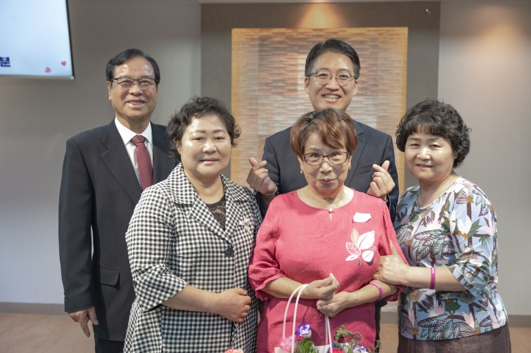 YTo1ODp7czo4OiJGaWxlTmFtZSI7czo0MDoiOGQxN2MzZTQtODcwZS00YzI5LWFiMDQtZGRhOGI3MDQwOGJhLmpwZyI7czoxMjoiRmlsZURhdGVUaW1lIjtpOjE3NTkyOTgzMTQ7czo4OiJGaWxlU2l6ZSI7aToxMzQzMTk3O3M6ODoiRmlsZVR5cGUiO2k6MjtzOjg6Ik1pbWVUeXBlIjtzOjEwOiJpbWFnZS9qcGVnIjtzOjEzOiJTZWN0aW9uc0ZvdW5kIjtzOjMwOiJBTllfVEFHLCBJRkQwLCBUSFVNQk5BSUwsIEVYSUYiO3M6ODoiQ09NUFVURUQiO2E6OTp7czo0OiJodG1sIjtzOjI2OiJ3aWR0aD0iMTc0MCIgaGVpZ2h0PSIxMTYwIiI7czo2OiJIZWlnaHQiO2k6MTE2MDtzOjU6IldpZHRoIjtpOjE3NDA7czo3OiJJc0NvbG9yIjtpOjE7czoxNzoiQnl0ZU9yZGVyTW90b3JvbGEiO2k6MDtzOjE1OiJBcGVydHVyZUZOdW1iZXIiO3M6NToiZi8yLjgiO3M6OToiQ29weXJpZ2h0IjtzOjQ6IllBQkMiO3M6MTg6IlRodW1ibmFpbC5GaWxlVHlwZSI7aToyO3M6MTg6IlRodW1ibmFpbC5NaW1lVHlwZSI7czoxMDoiaW1hZ2UvanBlZyI7fXM6NDoiTWFrZSI7czo0OiJTT05ZIjtzOjU6Ik1vZGVsIjtzOjg6IklMQ0UtN000IjtzOjExOiJYUmVzb2x1dGlvbiI7czo1OiIyNDAvMSI7czoxMToiWVJlc29sdXRpb24iO3M6NToiMjQwLzEiO3M6MTQ6IlJlc29sdXRpb25Vbml0IjtpOjI7czo4OiJTb2Z0d2FyZSI7czo1MjoiQWRvYmUgUGhvdG9zaG9wIExpZ2h0cm9vbSBDbGFzc2ljIDE0LjUuMSAoTWFjaW50b3NoKSI7czo4OiJEYXRlVGltZSI7czoxOToiMjAyNTowOTozMCAxMDoxNjowMiI7czo2OiJBcnRpc3QiO3M6NzoiWUFCQ19TRyI7czo5OiJDb3B5cmlnaHQiO3M6NDoiWUFCQyI7czoxNjoiRXhpZl9JRkRfUG9pbnRlciI7aToyNTQ7czo5OiJUSFVNQk5BSUwiO2E6Njp7czoxMToiQ29tcHJlc3Npb24iO2k6NjtzOjExOiJYUmVzb2x1dGlvbiI7czo0OiI3Mi8xIjtzOjExOiJZUmVzb2x1dGlvbiI7czo0OiI3Mi8xIjtzOjE0OiJSZXNvbHV0aW9uVW5pdCI7aToyO3M6MjE6IkpQRUdJbnRlcmNoYW5nZUZvcm1hdCI7aToxMDQwO3M6Mjc6IkpQRUdJbnRlcmNoYW5nZUZvcm1hdExlbmd0aCI7aToxNTc1OTt9czoxMjoiRXhwb3N1cmVUaW1lIjtzOjQ6IjEvNjAiO3M6NzoiRk51bWJlciI7czo1OiIyOC8xMCI7czoxNToiRXhwb3N1cmVQcm9ncmFtIjtpOjE7czoxNToiSVNPU3BlZWRSYXRpbmdzIjtpOjI1MDtzOjE5OiJVbmRlZmluZWRUYWc6MHg4ODMwIjtpOjI7czoxOToiVW5kZWZpbmVkVGFnOjB4ODgzMiI7aToyNTA7czoxMToiRXhpZlZlcnNpb24iO3M6NDoiMDIzMiI7czoxNjoiRGF0ZVRpbWVPcmlnaW5hbCI7czoxOToiMjAyNTowOToyOCAxNDowNzoxMCI7czoxNzoiRGF0ZVRpbWVEaWdpdGl6ZWQiO3M6MTk6IjIwMjU6MDk6MjggMTQ6MDc6MTAiO3M6MTk6IlVuZGVmaW5lZFRhZzoweDkwMTAiO3M6NjoiKzA5OjAwIjtzOjE5OiJVbmRlZmluZWRUYWc6MHg5MDExIjtzOjY6IiswOTowMCI7czoxOToiVW5kZWZpbmVkVGFnOjB4OTAxMiI7czo2OiIrMDk6MDAiO3M6MTc6IlNodXR0ZXJTcGVlZFZhbHVlIjtzOjE1OiI1OTA2ODkxLzEwMDAwMDAiO3M6MTM6IkFwZXJ0dXJlVmFsdWUiO3M6MTU6IjI5NzA4NTQvMTAwMDAwMCI7czoxNToiQnJpZ2h0bmVzc1ZhbHVlIjtzOjk6Ijc0MDQvMjU2MCI7czoxNzoiRXhwb3N1cmVCaWFzVmFsdWUiO3M6NDoiMC8xMCI7czoxNjoiTWF4QXBlcnR1cmVWYWx1ZSI7czo3OiI3NjAvMjU2IjtzOjEyOiJNZXRlcmluZ01vZGUiO2k6NTtzOjExOiJMaWdodFNvdXJjZSI7aToyNTU7czo1OiJGbGFzaCI7aToxMztzOjExOiJGb2NhbExlbmd0aCI7czo2OiI0MjAvMTAiO3M6MTg6IlN1YlNlY1RpbWVPcmlnaW5hbCI7czozOiI0ODkiO3M6MTk6IlN1YlNlY1RpbWVEaWdpdGl6ZWQiO3M6MzoiNDg5IjtzOjEwOiJDb2xvclNwYWNlIjtpOjY1NTM1O3M6MjE6IkZvY2FsUGxhbmVYUmVzb2x1dGlvbiI7czoxNDoiNjQ0NDkzMzkvMzI3NjgiO3M6MjE6IkZvY2FsUGxhbmVZUmVzb2x1dGlvbiI7czoxNDoiNjQ0NDkzMzkvMzI3NjgiO3M6MjQ6IkZvY2FsUGxhbmVSZXNvbHV0aW9uVW5pdCI7aTozO3M6MTA6IkZpbGVTb3VyY2UiO3M6MToiAyI7czo5OiJTY2VuZVR5cGUiO3M6MToiASI7czoxNDoiQ3VzdG9tUmVuZGVyZWQiO2k6MDtzOjEyOiJFeHBvc3VyZU1vZGUiO2k6MTtzOjEyOiJXaGl0ZUJhbGFuY2UiO2k6MTtzOjE2OiJEaWdpdGFsWm9vbVJhdGlvIjtzOjU6IjE2LzE2IjtzOjIxOiJGb2NhbExlbmd0aEluMzVtbUZpbG0iO2k6NDI7czoxNjoiU2NlbmVDYXB0dXJlVHlwZSI7aTowO3M6ODoiQ29udHJhc3QiO2k6MDtzOjEwOiJTYXR1cmF0aW9uIjtpOjA7czo5OiJTaGFycG5lc3MiO2k6MDtzOjE5OiJVbmRlZmluZWRUYWc6MHhBNDMyIjthOjQ6e2k6MDtzOjY6IjI0MC8xMCI7aToxO3M6NjoiNzAwLzEwIjtpOjI7czo1OiIyOC8xMCI7aTozO3M6NToiMjgvMTAiO31zOjE5OiJVbmRlZmluZWRUYWc6MHhBNDM0IjtzOjIxOiJGRSAyNC03MG1tIEYyLjggR00gSUkiO30=