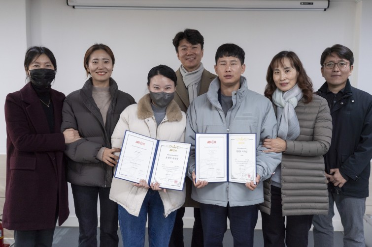 YTo1Nzp7czo4OiJGaWxlTmFtZSI7czo0MDoiOGQzNGVlN2UtZjIzYy00MTI1LWI3ZDUtMDkwMzJiMTAwYTM4LmpwZyI7czoxMjoiRmlsZURhdGVUaW1lIjtpOjE3MDE4NjYwODg7czo4OiJGaWxlU2l6ZSI7aToxOTM4NzAxO3M6ODoiRmlsZVR5cGUiO2k6MjtzOjg6Ik1pbWVUeXBlIjtzOjEwOiJpbWFnZS9qcGVnIjtzOjEzOiJTZWN0aW9uc0ZvdW5kIjtzOjMwOiJBTllfVEFHLCBJRkQwLCBUSFVNQk5BSUwsIEVYSUYiO3M6ODoiQ09NUFVURUQiO2E6MTA6e3M6NDoiaHRtbCI7czoyNjoid2lkdGg9IjIzODgiIGhlaWdodD0iMTU5MiIiO3M6NjoiSGVpZ2h0IjtpOjE1OTI7czo1OiJXaWR0aCI7aToyMzg4O3M6NzoiSXNDb2xvciI7aToxO3M6MTc6IkJ5dGVPcmRlck1vdG9yb2xhIjtpOjA7czo4OiJDQ0RXaWR0aCI7czo0OiIxMm1tIjtzOjE1OiJBcGVydHVyZUZOdW1iZXIiO3M6NToiZi80LjAiO3M6OToiQ29weXJpZ2h0IjtzOjQ6IllBQkMiO3M6MTg6IlRodW1ibmFpbC5GaWxlVHlwZSI7aToyO3M6MTg6IlRodW1ibmFpbC5NaW1lVHlwZSI7czoxMDoiaW1hZ2UvanBlZyI7fXM6NDoiTWFrZSI7czo0OiJTT05ZIjtzOjU6Ik1vZGVsIjtzOjg6IklMQ0UtN000IjtzOjExOiJYUmVzb2x1dGlvbiI7czo1OiIyNDAvMSI7czoxMToiWVJlc29sdXRpb24iO3M6NToiMjQwLzEiO3M6MTQ6IlJlc29sdXRpb25Vbml0IjtpOjI7czo4OiJTb2Z0d2FyZSI7czo1MjoiQWRvYmUgUGhvdG9zaG9wIExpZ2h0cm9vbSBDbGFzc2ljIDEzLjAuMiAoTWFjaW50b3NoKSI7czo4OiJEYXRlVGltZSI7czoxOToiMjAyMzoxMjowNiAxNDozNzo1NyI7czo2OiJBcnRpc3QiO3M6NzoiWUFCQ19TRyI7czoxNjoiWUNiQ3JQb3NpdGlvbmluZyI7aToyO3M6MTk6IlJlZmVyZW5jZUJsYWNrV2hpdGUiO2E6Njp7aTowO3M6MzoiMC8xIjtpOjE7czo1OiIyNTUvMSI7aToyO3M6NToiMTI4LzEiO2k6MztzOjU6IjI1NS8xIjtpOjQ7czo1OiIxMjgvMSI7aTo1O3M6NToiMjU1LzEiO31zOjk6IkNvcHlyaWdodCI7czo0OiJZQUJDIjtzOjE2OiJFeGlmX0lGRF9Qb2ludGVyIjtpOjMyNjtzOjk6IlRIVU1CTkFJTCI7YTo2OntzOjExOiJDb21wcmVzc2lvbiI7aTo2O3M6MTE6IlhSZXNvbHV0aW9uIjtzOjU6IjI0MC8xIjtzOjExOiJZUmVzb2x1dGlvbiI7czo1OiIyNDAvMSI7czoxNDoiUmVzb2x1dGlvblVuaXQiO2k6MjtzOjIxOiJKUEVHSW50ZXJjaGFuZ2VGb3JtYXQiO2k6OTk4O3M6Mjc6IkpQRUdJbnRlcmNoYW5nZUZvcm1hdExlbmd0aCI7aToxNTI4Mzt9czoxMjoiRXhwb3N1cmVUaW1lIjtzOjU6IjEvMTI1IjtzOjc6IkZOdW1iZXIiO3M6MzoiNC8xIjtzOjE1OiJFeHBvc3VyZVByb2dyYW0iO2k6MTtzOjE1OiJJU09TcGVlZFJhdGluZ3MiO2k6ODAwO3M6MTE6IkV4aWZWZXJzaW9uIjtzOjQ6IjAyMjEiO3M6MTY6IkRhdGVUaW1lT3JpZ2luYWwiO3M6MTk6IjIwMjM6MTE6MjUgMTI6MjA6MTgiO3M6MTc6IkRhdGVUaW1lRGlnaXRpemVkIjtzOjE5OiIyMDIzOjExOjI1IDEyOjIwOjE4IjtzOjIzOiJDb21wb25lbnRzQ29uZmlndXJhdGlvbiI7czo0OiIBAgMAIjtzOjE3OiJTaHV0dGVyU3BlZWRWYWx1ZSI7czoxNToiNjk2NTc4NC8xMDAwMDAwIjtzOjEzOiJBcGVydHVyZVZhbHVlIjtzOjM6IjQvMSI7czoxNToiQnJpZ2h0bmVzc1ZhbHVlIjtzOjk6IjY0MzQvMjU2MCI7czoxNzoiRXhwb3N1cmVCaWFzVmFsdWUiO3M6NDoiMC8xMCI7czoxNjoiTWF4QXBlcnR1cmVWYWx1ZSI7czo4OiIxMDI0LzI1NiI7czoxMjoiTWV0ZXJpbmdNb2RlIjtpOjU7czoxMToiTGlnaHRTb3VyY2UiO2k6MDtzOjU6IkZsYXNoIjtpOjE2O3M6MTE6IkZvY2FsTGVuZ3RoIjtzOjY6IjM2MC8xMCI7czoxODoiU3ViU2VjVGltZU9yaWdpbmFsIjtzOjM6IjY2OSI7czoxOToiU3ViU2VjVGltZURpZ2l0aXplZCI7czozOiI2NjkiO3M6MTU6IkZsYXNoUGl4VmVyc2lvbiI7czo0OiIwMTAwIjtzOjEwOiJDb2xvclNwYWNlIjtpOjY1NTM1O3M6MTQ6IkV4aWZJbWFnZVdpZHRoIjtpOjIzODg7czoxNToiRXhpZkltYWdlTGVuZ3RoIjtpOjE1OTI7czoyMToiRm9jYWxQbGFuZVhSZXNvbHV0aW9uIjtzOjE0OiI2NDQ0OTMzOS8zMjc2OCI7czoyMToiRm9jYWxQbGFuZVlSZXNvbHV0aW9uIjtzOjE0OiI2NDQ0OTMzOS8zMjc2OCI7czoyNDoiRm9jYWxQbGFuZVJlc29sdXRpb25Vbml0IjtpOjM7czoxMDoiRmlsZVNvdXJjZSI7czoxOiIDIjtzOjk6IlNjZW5lVHlwZSI7czoxOiIBIjtzOjE0OiJDdXN0b21SZW5kZXJlZCI7aTowO3M6MTI6IkV4cG9zdXJlTW9kZSI7aToxO3M6MTI6IldoaXRlQmFsYW5jZSI7aTowO3M6MTY6IkRpZ2l0YWxab29tUmF0aW8iO3M6NToiMTYvMTYiO3M6MjE6IkZvY2FsTGVuZ3RoSW4zNW1tRmlsbSI7aTozNjtzOjE2OiJTY2VuZUNhcHR1cmVUeXBlIjtpOjA7czo4OiJDb250cmFzdCI7aTowO3M6MTA6IlNhdHVyYXRpb24iO2k6MDtzOjk6IlNoYXJwbmVzcyI7aTowO30=