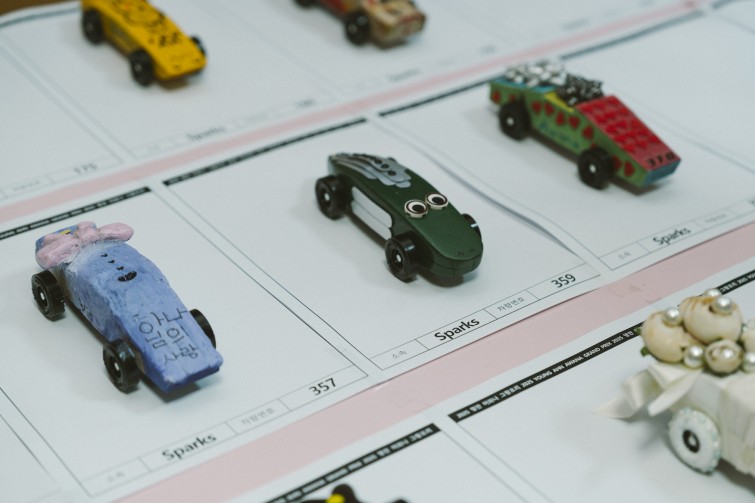 YTo1ODp7czo4OiJGaWxlTmFtZSI7czo0MDoiOGQ1YTE3YjMtNDAzNi00ZTJmLTliNzktMDczYTczYWVjYTZmLmpwZyI7czoxMjoiRmlsZURhdGVUaW1lIjtpOjE3NjUwNzg3ODU7czo4OiJGaWxlU2l6ZSI7aToxMTQ4NTkxO3M6ODoiRmlsZVR5cGUiO2k6MjtzOjg6Ik1pbWVUeXBlIjtzOjEwOiJpbWFnZS9qcGVnIjtzOjEzOiJTZWN0aW9uc0ZvdW5kIjtzOjMwOiJBTllfVEFHLCBJRkQwLCBUSFVNQk5BSUwsIEVYSUYiO3M6ODoiQ09NUFVURUQiO2E6OTp7czo0OiJodG1sIjtzOjI2OiJ3aWR0aD0iMTc1MiIgaGVpZ2h0PSIxMTY4IiI7czo2OiJIZWlnaHQiO2k6MTE2ODtzOjU6IldpZHRoIjtpOjE3NTI7czo3OiJJc0NvbG9yIjtpOjE7czoxNzoiQnl0ZU9yZGVyTW90b3JvbGEiO2k6MDtzOjE1OiJBcGVydHVyZUZOdW1iZXIiO3M6NToiZi8yLjgiO3M6OToiQ29weXJpZ2h0IjtzOjQ6IllBQkMiO3M6MTg6IlRodW1ibmFpbC5GaWxlVHlwZSI7aToyO3M6MTg6IlRodW1ibmFpbC5NaW1lVHlwZSI7czoxMDoiaW1hZ2UvanBlZyI7fXM6NDoiTWFrZSI7czo0OiJTT05ZIjtzOjU6Ik1vZGVsIjtzOjg6IklMQ0UtN000IjtzOjExOiJYUmVzb2x1dGlvbiI7czo1OiIyNDAvMSI7czoxMToiWVJlc29sdXRpb24iO3M6NToiMjQwLzEiO3M6MTQ6IlJlc29sdXRpb25Vbml0IjtpOjI7czo4OiJTb2Z0d2FyZSI7czo1MjoiQWRvYmUgUGhvdG9zaG9wIExpZ2h0cm9vbSBDbGFzc2ljIDE1LjAuMSAoTWFjaW50b3NoKSI7czo4OiJEYXRlVGltZSI7czoxOToiMjAyNToxMjowNyAxMjozNTo0NSI7czo2OiJBcnRpc3QiO3M6NzoiWUFCQ19TRyI7czo5OiJDb3B5cmlnaHQiO3M6NDoiWUFCQyI7czoxNjoiRXhpZl9JRkRfUG9pbnRlciI7aToyNTQ7czo5OiJUSFVNQk5BSUwiO2E6Njp7czoxMToiQ29tcHJlc3Npb24iO2k6NjtzOjExOiJYUmVzb2x1dGlvbiI7czo0OiI3Mi8xIjtzOjExOiJZUmVzb2x1dGlvbiI7czo0OiI3Mi8xIjtzOjE0OiJSZXNvbHV0aW9uVW5pdCI7aToyO3M6MjE6IkpQRUdJbnRlcmNoYW5nZUZvcm1hdCI7aToxMDQwO3M6Mjc6IkpQRUdJbnRlcmNoYW5nZUZvcm1hdExlbmd0aCI7aToxMTg1ODt9czoxMjoiRXhwb3N1cmVUaW1lIjtzOjU6IjEvMjUwIjtzOjc6IkZOdW1iZXIiO3M6NToiMjgvMTAiO3M6MTU6IkV4cG9zdXJlUHJvZ3JhbSI7aToxO3M6MTU6IklTT1NwZWVkUmF0aW5ncyI7aTo1MDA7czoxOToiVW5kZWZpbmVkVGFnOjB4ODgzMCI7aToyO3M6MTk6IlVuZGVmaW5lZFRhZzoweDg4MzIiO2k6NTAwO3M6MTE6IkV4aWZWZXJzaW9uIjtzOjQ6IjAyMzIiO3M6MTY6IkRhdGVUaW1lT3JpZ2luYWwiO3M6MTk6IjIwMjU6MTI6MDYgMDk6MzU6NTgiO3M6MTc6IkRhdGVUaW1lRGlnaXRpemVkIjtzOjE5OiIyMDI1OjEyOjA2IDA5OjM1OjU4IjtzOjE5OiJVbmRlZmluZWRUYWc6MHg5MDEwIjtzOjY6IiswOTowMCI7czoxOToiVW5kZWZpbmVkVGFnOjB4OTAxMSI7czo2OiIrMDk6MDAiO3M6MTk6IlVuZGVmaW5lZFRhZzoweDkwMTIiO3M6NjoiKzA5OjAwIjtzOjE3OiJTaHV0dGVyU3BlZWRWYWx1ZSI7czoxNToiNzk2NTc4NC8xMDAwMDAwIjtzOjEzOiJBcGVydHVyZVZhbHVlIjtzOjE1OiIyOTcwODU0LzEwMDAwMDAiO3M6MTU6IkJyaWdodG5lc3NWYWx1ZSI7czo5OiI5NzE0LzI1NjAiO3M6MTc6IkV4cG9zdXJlQmlhc1ZhbHVlIjtzOjQ6IjAvMTAiO3M6MTY6Ik1heEFwZXJ0dXJlVmFsdWUiO3M6NzoiNzYwLzI1NiI7czoxMjoiTWV0ZXJpbmdNb2RlIjtpOjU7czoxMToiTGlnaHRTb3VyY2UiO2k6MDtzOjU6IkZsYXNoIjtpOjEzO3M6MTE6IkZvY2FsTGVuZ3RoIjtzOjY6IjY1MC8xMCI7czoxODoiU3ViU2VjVGltZU9yaWdpbmFsIjtzOjM6IjU1OSI7czoxOToiU3ViU2VjVGltZURpZ2l0aXplZCI7czozOiI1NTkiO3M6MTA6IkNvbG9yU3BhY2UiO2k6NjU1MzU7czoyMToiRm9jYWxQbGFuZVhSZXNvbHV0aW9uIjtzOjE0OiI2NDQ0OTMzOS8zMjc2OCI7czoyMToiRm9jYWxQbGFuZVlSZXNvbHV0aW9uIjtzOjE0OiI2NDQ0OTMzOS8zMjc2OCI7czoyNDoiRm9jYWxQbGFuZVJlc29sdXRpb25Vbml0IjtpOjM7czoxMDoiRmlsZVNvdXJjZSI7czoxOiIDIjtzOjk6IlNjZW5lVHlwZSI7czoxOiIBIjtzOjE0OiJDdXN0b21SZW5kZXJlZCI7aTowO3M6MTI6IkV4cG9zdXJlTW9kZSI7aToxO3M6MTI6IldoaXRlQmFsYW5jZSI7aToxO3M6MTY6IkRpZ2l0YWxab29tUmF0aW8iO3M6NToiMTYvMTYiO3M6MjE6IkZvY2FsTGVuZ3RoSW4zNW1tRmlsbSI7aTo2NTtzOjE2OiJTY2VuZUNhcHR1cmVUeXBlIjtpOjA7czo4OiJDb250cmFzdCI7aTowO3M6MTA6IlNhdHVyYXRpb24iO2k6MDtzOjk6IlNoYXJwbmVzcyI7aTowO3M6MTk6IlVuZGVmaW5lZFRhZzoweEE0MzIiO2E6NDp7aTowO3M6NjoiMjQwLzEwIjtpOjE7czo2OiI3MDAvMTAiO2k6MjtzOjU6IjI4LzEwIjtpOjM7czo1OiIyOC8xMCI7fXM6MTk6IlVuZGVmaW5lZFRhZzoweEE0MzQiO3M6MjE6IkZFIDI0LTcwbW0gRjIuOCBHTSBJSSI7fQ==