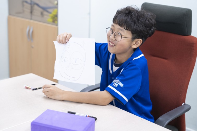 YTo1ODp7czo4OiJGaWxlTmFtZSI7czo0MDoiOWE3ODBmZjQtZDI5MC00ZGU4LWI1NTgtNjA4OThiNWU4OWI0LmpwZyI7czoxMjoiRmlsZURhdGVUaW1lIjtpOjE3NTc4MjkxMjc7czo4OiJGaWxlU2l6ZSI7aTo5Njk3OTU7czo4OiJGaWxlVHlwZSI7aToyO3M6ODoiTWltZVR5cGUiO3M6MTA6ImltYWdlL2pwZWciO3M6MTM6IlNlY3Rpb25zRm91bmQiO3M6MzA6IkFOWV9UQUcsIElGRDAsIFRIVU1CTkFJTCwgRVhJRiI7czo4OiJDT01QVVRFRCI7YTo5OntzOjQ6Imh0bWwiO3M6MjY6IndpZHRoPSIxNzIxIiBoZWlnaHQ9IjExNDciIjtzOjY6IkhlaWdodCI7aToxMTQ3O3M6NToiV2lkdGgiO2k6MTcyMTtzOjc6IklzQ29sb3IiO2k6MTtzOjE3OiJCeXRlT3JkZXJNb3Rvcm9sYSI7aTowO3M6MTU6IkFwZXJ0dXJlRk51bWJlciI7czo1OiJmLzIuOCI7czo5OiJDb3B5cmlnaHQiO3M6NDoiWUFCQyI7czoxODoiVGh1bWJuYWlsLkZpbGVUeXBlIjtpOjI7czoxODoiVGh1bWJuYWlsLk1pbWVUeXBlIjtzOjEwOiJpbWFnZS9qcGVnIjt9czo0OiJNYWtlIjtzOjQ6IlNPTlkiO3M6NToiTW9kZWwiO3M6ODoiSUxDRS03TTQiO3M6MTE6IlhSZXNvbHV0aW9uIjtzOjU6IjI0MC8xIjtzOjExOiJZUmVzb2x1dGlvbiI7czo1OiIyNDAvMSI7czoxNDoiUmVzb2x1dGlvblVuaXQiO2k6MjtzOjg6IlNvZnR3YXJlIjtzOjUyOiJBZG9iZSBQaG90b3Nob3AgTGlnaHRyb29tIENsYXNzaWMgMTQuNS4xIChNYWNpbnRvc2gpIjtzOjg6IkRhdGVUaW1lIjtzOjE5OiIyMDI1OjA5OjE0IDE0OjUwOjQ4IjtzOjY6IkFydGlzdCI7czo3OiJZQUJDX1NHIjtzOjk6IkNvcHlyaWdodCI7czo0OiJZQUJDIjtzOjE2OiJFeGlmX0lGRF9Qb2ludGVyIjtpOjI1NDtzOjk6IlRIVU1CTkFJTCI7YTo2OntzOjExOiJDb21wcmVzc2lvbiI7aTo2O3M6MTE6IlhSZXNvbHV0aW9uIjtzOjQ6IjcyLzEiO3M6MTE6IllSZXNvbHV0aW9uIjtzOjQ6IjcyLzEiO3M6MTQ6IlJlc29sdXRpb25Vbml0IjtpOjI7czoyMToiSlBFR0ludGVyY2hhbmdlRm9ybWF0IjtpOjEwNDA7czoyNzoiSlBFR0ludGVyY2hhbmdlRm9ybWF0TGVuZ3RoIjtpOjExNDIxO31zOjEyOiJFeHBvc3VyZVRpbWUiO3M6NToiMS8xMjUiO3M6NzoiRk51bWJlciI7czo1OiIyOC8xMCI7czoxNToiRXhwb3N1cmVQcm9ncmFtIjtpOjE7czoxNToiSVNPU3BlZWRSYXRpbmdzIjtpOjY0MDtzOjE5OiJVbmRlZmluZWRUYWc6MHg4ODMwIjtpOjI7czoxOToiVW5kZWZpbmVkVGFnOjB4ODgzMiI7aTo2NDA7czoxMToiRXhpZlZlcnNpb24iO3M6NDoiMDIzMiI7czoxNjoiRGF0ZVRpbWVPcmlnaW5hbCI7czoxOToiMjAyNTowOToxNCAxNDoxOTowNyI7czoxNzoiRGF0ZVRpbWVEaWdpdGl6ZWQiO3M6MTk6IjIwMjU6MDk6MTQgMTQ6MTk6MDciO3M6MTk6IlVuZGVmaW5lZFRhZzoweDkwMTAiO3M6NjoiKzA5OjAwIjtzOjE5OiJVbmRlZmluZWRUYWc6MHg5MDExIjtzOjY6IiswOTowMCI7czoxOToiVW5kZWZpbmVkVGFnOjB4OTAxMiI7czo2OiIrMDk6MDAiO3M6MTc6IlNodXR0ZXJTcGVlZFZhbHVlIjtzOjE1OiI2OTY1Nzg0LzEwMDAwMDAiO3M6MTM6IkFwZXJ0dXJlVmFsdWUiO3M6MTU6IjI5NzA4NTQvMTAwMDAwMCI7czoxNToiQnJpZ2h0bmVzc1ZhbHVlIjtzOjk6IjgzMDQvMjU2MCI7czoxNzoiRXhwb3N1cmVCaWFzVmFsdWUiO3M6NDoiMC8xMCI7czoxNjoiTWF4QXBlcnR1cmVWYWx1ZSI7czo3OiI3NjAvMjU2IjtzOjEyOiJNZXRlcmluZ01vZGUiO2k6NTtzOjExOiJMaWdodFNvdXJjZSI7aToyNTU7czo1OiJGbGFzaCI7aToxNjtzOjExOiJGb2NhbExlbmd0aCI7czo2OiI2NjAvMTAiO3M6MTg6IlN1YlNlY1RpbWVPcmlnaW5hbCI7czozOiI3OTEiO3M6MTk6IlN1YlNlY1RpbWVEaWdpdGl6ZWQiO3M6MzoiNzkxIjtzOjEwOiJDb2xvclNwYWNlIjtpOjY1NTM1O3M6MjE6IkZvY2FsUGxhbmVYUmVzb2x1dGlvbiI7czoxNDoiNjQ0NDkzMzkvMzI3NjgiO3M6MjE6IkZvY2FsUGxhbmVZUmVzb2x1dGlvbiI7czoxNDoiNjQ0NDkzMzkvMzI3NjgiO3M6MjQ6IkZvY2FsUGxhbmVSZXNvbHV0aW9uVW5pdCI7aTozO3M6MTA6IkZpbGVTb3VyY2UiO3M6MToiAyI7czo5OiJTY2VuZVR5cGUiO3M6MToiASI7czoxNDoiQ3VzdG9tUmVuZGVyZWQiO2k6MDtzOjEyOiJFeHBvc3VyZU1vZGUiO2k6MTtzOjEyOiJXaGl0ZUJhbGFuY2UiO2k6MTtzOjE2OiJEaWdpdGFsWm9vbVJhdGlvIjtzOjU6IjE2LzE2IjtzOjIxOiJGb2NhbExlbmd0aEluMzVtbUZpbG0iO2k6NjY7czoxNjoiU2NlbmVDYXB0dXJlVHlwZSI7aTowO3M6ODoiQ29udHJhc3QiO2k6MDtzOjEwOiJTYXR1cmF0aW9uIjtpOjA7czo5OiJTaGFycG5lc3MiO2k6MDtzOjE5OiJVbmRlZmluZWRUYWc6MHhBNDMyIjthOjQ6e2k6MDtzOjY6IjI0MC8xMCI7aToxO3M6NjoiNzAwLzEwIjtpOjI7czo1OiIyOC8xMCI7aTozO3M6NToiMjgvMTAiO31zOjE5OiJVbmRlZmluZWRUYWc6MHhBNDM0IjtzOjIxOiJGRSAyNC03MG1tIEYyLjggR00gSUkiO30=