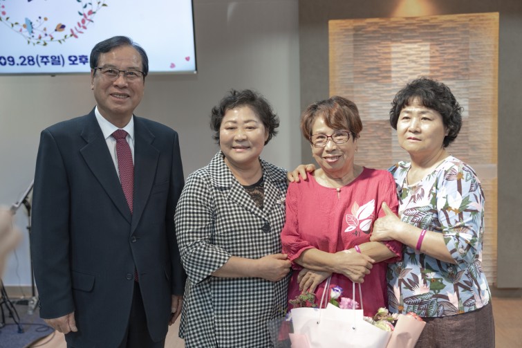 YTo1ODp7czo4OiJGaWxlTmFtZSI7czo0MDoiYTQzNzBhYmMtMTM2My00ZmFkLTk1NmItYzI1Nzc4YjIyYWE3LmpwZyI7czoxMjoiRmlsZURhdGVUaW1lIjtpOjE3NTkyOTgzMTQ7czo4OiJGaWxlU2l6ZSI7aToxMzM4MDEwO3M6ODoiRmlsZVR5cGUiO2k6MjtzOjg6Ik1pbWVUeXBlIjtzOjEwOiJpbWFnZS9qcGVnIjtzOjEzOiJTZWN0aW9uc0ZvdW5kIjtzOjMwOiJBTllfVEFHLCBJRkQwLCBUSFVNQk5BSUwsIEVYSUYiO3M6ODoiQ09NUFVURUQiO2E6OTp7czo0OiJodG1sIjtzOjI2OiJ3aWR0aD0iMTc0MCIgaGVpZ2h0PSIxMTYwIiI7czo2OiJIZWlnaHQiO2k6MTE2MDtzOjU6IldpZHRoIjtpOjE3NDA7czo3OiJJc0NvbG9yIjtpOjE7czoxNzoiQnl0ZU9yZGVyTW90b3JvbGEiO2k6MDtzOjE1OiJBcGVydHVyZUZOdW1iZXIiO3M6NToiZi8yLjgiO3M6OToiQ29weXJpZ2h0IjtzOjQ6IllBQkMiO3M6MTg6IlRodW1ibmFpbC5GaWxlVHlwZSI7aToyO3M6MTg6IlRodW1ibmFpbC5NaW1lVHlwZSI7czoxMDoiaW1hZ2UvanBlZyI7fXM6NDoiTWFrZSI7czo0OiJTT05ZIjtzOjU6Ik1vZGVsIjtzOjg6IklMQ0UtN000IjtzOjExOiJYUmVzb2x1dGlvbiI7czo1OiIyNDAvMSI7czoxMToiWVJlc29sdXRpb24iO3M6NToiMjQwLzEiO3M6MTQ6IlJlc29sdXRpb25Vbml0IjtpOjI7czo4OiJTb2Z0d2FyZSI7czo1MjoiQWRvYmUgUGhvdG9zaG9wIExpZ2h0cm9vbSBDbGFzc2ljIDE0LjUuMSAoTWFjaW50b3NoKSI7czo4OiJEYXRlVGltZSI7czoxOToiMjAyNTowOTozMCAxMDoxNjowNiI7czo2OiJBcnRpc3QiO3M6NzoiWUFCQ19TRyI7czo5OiJDb3B5cmlnaHQiO3M6NDoiWUFCQyI7czoxNjoiRXhpZl9JRkRfUG9pbnRlciI7aToyNTQ7czo5OiJUSFVNQk5BSUwiO2E6Njp7czoxMToiQ29tcHJlc3Npb24iO2k6NjtzOjExOiJYUmVzb2x1dGlvbiI7czo0OiI3Mi8xIjtzOjExOiJZUmVzb2x1dGlvbiI7czo0OiI3Mi8xIjtzOjE0OiJSZXNvbHV0aW9uVW5pdCI7aToyO3M6MjE6IkpQRUdJbnRlcmNoYW5nZUZvcm1hdCI7aToxMDQwO3M6Mjc6IkpQRUdJbnRlcmNoYW5nZUZvcm1hdExlbmd0aCI7aToxNTIzNDt9czoxMjoiRXhwb3N1cmVUaW1lIjtzOjQ6IjEvNjAiO3M6NzoiRk51bWJlciI7czo1OiIyOC8xMCI7czoxNToiRXhwb3N1cmVQcm9ncmFtIjtpOjE7czoxNToiSVNPU3BlZWRSYXRpbmdzIjtpOjI1MDtzOjE5OiJVbmRlZmluZWRUYWc6MHg4ODMwIjtpOjI7czoxOToiVW5kZWZpbmVkVGFnOjB4ODgzMiI7aToyNTA7czoxMToiRXhpZlZlcnNpb24iO3M6NDoiMDIzMiI7czoxNjoiRGF0ZVRpbWVPcmlnaW5hbCI7czoxOToiMjAyNTowOToyOCAxNDoxMDowNSI7czoxNzoiRGF0ZVRpbWVEaWdpdGl6ZWQiO3M6MTk6IjIwMjU6MDk6MjggMTQ6MTA6MDUiO3M6MTk6IlVuZGVmaW5lZFRhZzoweDkwMTAiO3M6NjoiKzA5OjAwIjtzOjE5OiJVbmRlZmluZWRUYWc6MHg5MDExIjtzOjY6IiswOTowMCI7czoxOToiVW5kZWZpbmVkVGFnOjB4OTAxMiI7czo2OiIrMDk6MDAiO3M6MTc6IlNodXR0ZXJTcGVlZFZhbHVlIjtzOjE1OiI1OTA2ODkxLzEwMDAwMDAiO3M6MTM6IkFwZXJ0dXJlVmFsdWUiO3M6MTU6IjI5NzA4NTQvMTAwMDAwMCI7czoxNToiQnJpZ2h0bmVzc1ZhbHVlIjtzOjk6IjU1ODQvMjU2MCI7czoxNzoiRXhwb3N1cmVCaWFzVmFsdWUiO3M6NDoiMC8xMCI7czoxNjoiTWF4QXBlcnR1cmVWYWx1ZSI7czo3OiI3NjAvMjU2IjtzOjEyOiJNZXRlcmluZ01vZGUiO2k6NTtzOjExOiJMaWdodFNvdXJjZSI7aToyNTU7czo1OiJGbGFzaCI7aToxMztzOjExOiJGb2NhbExlbmd0aCI7czo2OiIzOTAvMTAiO3M6MTg6IlN1YlNlY1RpbWVPcmlnaW5hbCI7czozOiI3MTAiO3M6MTk6IlN1YlNlY1RpbWVEaWdpdGl6ZWQiO3M6MzoiNzEwIjtzOjEwOiJDb2xvclNwYWNlIjtpOjY1NTM1O3M6MjE6IkZvY2FsUGxhbmVYUmVzb2x1dGlvbiI7czoxNDoiNjQ0NDkzMzkvMzI3NjgiO3M6MjE6IkZvY2FsUGxhbmVZUmVzb2x1dGlvbiI7czoxNDoiNjQ0NDkzMzkvMzI3NjgiO3M6MjQ6IkZvY2FsUGxhbmVSZXNvbHV0aW9uVW5pdCI7aTozO3M6MTA6IkZpbGVTb3VyY2UiO3M6MToiAyI7czo5OiJTY2VuZVR5cGUiO3M6MToiASI7czoxNDoiQ3VzdG9tUmVuZGVyZWQiO2k6MDtzOjEyOiJFeHBvc3VyZU1vZGUiO2k6MTtzOjEyOiJXaGl0ZUJhbGFuY2UiO2k6MTtzOjE2OiJEaWdpdGFsWm9vbVJhdGlvIjtzOjU6IjE2LzE2IjtzOjIxOiJGb2NhbExlbmd0aEluMzVtbUZpbG0iO2k6Mzk7czoxNjoiU2NlbmVDYXB0dXJlVHlwZSI7aTowO3M6ODoiQ29udHJhc3QiO2k6MDtzOjEwOiJTYXR1cmF0aW9uIjtpOjA7czo5OiJTaGFycG5lc3MiO2k6MDtzOjE5OiJVbmRlZmluZWRUYWc6MHhBNDMyIjthOjQ6e2k6MDtzOjY6IjI0MC8xMCI7aToxO3M6NjoiNzAwLzEwIjtpOjI7czo1OiIyOC8xMCI7aTozO3M6NToiMjgvMTAiO31zOjE5OiJVbmRlZmluZWRUYWc6MHhBNDM0IjtzOjIxOiJGRSAyNC03MG1tIEYyLjggR00gSUkiO30=