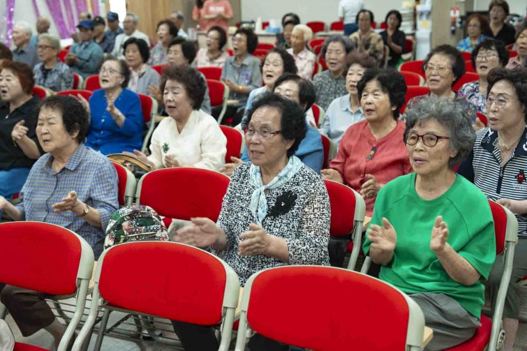 YTo1ODp7czo4OiJGaWxlTmFtZSI7czo0MDoiYTk0ZWMwNDUtZDZmZi00NzllLTliNTEtNjZjZDk2YmQ4MTkxLmpwZyI7czoxMjoiRmlsZURhdGVUaW1lIjtpOjE3NTg1OTU5NTI7czo4OiJGaWxlU2l6ZSI7aToxNjM5ODU7czo4OiJGaWxlVHlwZSI7aToyO3M6ODoiTWltZVR5cGUiO3M6MTA6ImltYWdlL2pwZWciO3M6MTM6IlNlY3Rpb25zRm91bmQiO3M6MzA6IkFOWV9UQUcsIElGRDAsIFRIVU1CTkFJTCwgRVhJRiI7czo4OiJDT01QVVRFRCI7YTo5OntzOjQ6Imh0bWwiO3M6MjY6IndpZHRoPSIxNzUyIiBoZWlnaHQ9IjExNjgiIjtzOjY6IkhlaWdodCI7aToxMTY4O3M6NToiV2lkdGgiO2k6MTc1MjtzOjc6IklzQ29sb3IiO2k6MTtzOjE3OiJCeXRlT3JkZXJNb3Rvcm9sYSI7aTowO3M6MTU6IkFwZXJ0dXJlRk51bWJlciI7czo1OiJmLzQuMCI7czo5OiJDb3B5cmlnaHQiO3M6NDoiWUFCQyI7czoxODoiVGh1bWJuYWlsLkZpbGVUeXBlIjtpOjI7czoxODoiVGh1bWJuYWlsLk1pbWVUeXBlIjtzOjEwOiJpbWFnZS9qcGVnIjt9czo0OiJNYWtlIjtzOjQ6IlNPTlkiO3M6NToiTW9kZWwiO3M6ODoiSUxDRS03TTQiO3M6MTE6IlhSZXNvbHV0aW9uIjtzOjU6IjI0MC8xIjtzOjExOiJZUmVzb2x1dGlvbiI7czo1OiIyNDAvMSI7czoxNDoiUmVzb2x1dGlvblVuaXQiO2k6MjtzOjg6IlNvZnR3YXJlIjtzOjUyOiJBZG9iZSBQaG90b3Nob3AgTGlnaHRyb29tIENsYXNzaWMgMTQuMS4xIChNYWNpbnRvc2gpIjtzOjg6IkRhdGVUaW1lIjtzOjE5OiIyMDI1OjA5OjIzIDExOjUwOjA1IjtzOjY6IkFydGlzdCI7czo3OiJZQUJDX1NHIjtzOjk6IkNvcHlyaWdodCI7czo0OiJZQUJDIjtzOjE2OiJFeGlmX0lGRF9Qb2ludGVyIjtpOjI1NDtzOjk6IlRIVU1CTkFJTCI7YTo2OntzOjExOiJDb21wcmVzc2lvbiI7aTo2O3M6MTE6IlhSZXNvbHV0aW9uIjtzOjQ6IjcyLzEiO3M6MTE6IllSZXNvbHV0aW9uIjtzOjQ6IjcyLzEiO3M6MTQ6IlJlc29sdXRpb25Vbml0IjtpOjI7czoyMToiSlBFR0ludGVyY2hhbmdlRm9ybWF0IjtpOjEwNDA7czoyNzoiSlBFR0ludGVyY2hhbmdlRm9ybWF0TGVuZ3RoIjtpOjIzOTIxO31zOjEyOiJFeHBvc3VyZVRpbWUiO3M6NToiMS8xMDAiO3M6NzoiRk51bWJlciI7czozOiI0LzEiO3M6MTU6IkV4cG9zdXJlUHJvZ3JhbSI7aToxO3M6MTU6IklTT1NwZWVkUmF0aW5ncyI7aTo4MDA7czoxOToiVW5kZWZpbmVkVGFnOjB4ODgzMCI7aToyO3M6MTk6IlVuZGVmaW5lZFRhZzoweDg4MzIiO2k6ODAwO3M6MTE6IkV4aWZWZXJzaW9uIjtzOjQ6IjAyMzIiO3M6MTY6IkRhdGVUaW1lT3JpZ2luYWwiO3M6MTk6IjIwMjU6MDk6MTkgMDk6NTc6MDciO3M6MTc6IkRhdGVUaW1lRGlnaXRpemVkIjtzOjE5OiIyMDI1OjA5OjE5IDA5OjU3OjA3IjtzOjE5OiJVbmRlZmluZWRUYWc6MHg5MDEwIjtzOjY6IiswOTowMCI7czoxOToiVW5kZWZpbmVkVGFnOjB4OTAxMSI7czo2OiIrMDk6MDAiO3M6MTk6IlVuZGVmaW5lZFRhZzoweDkwMTIiO3M6NjoiKzA5OjAwIjtzOjE3OiJTaHV0dGVyU3BlZWRWYWx1ZSI7czoxNToiNjY0Mzg1Ni8xMDAwMDAwIjtzOjEzOiJBcGVydHVyZVZhbHVlIjtzOjM6IjQvMSI7czoxNToiQnJpZ2h0bmVzc1ZhbHVlIjtzOjk6IjU1NjQvMjU2MCI7czoxNzoiRXhwb3N1cmVCaWFzVmFsdWUiO3M6NDoiMC8xMCI7czoxNjoiTWF4QXBlcnR1cmVWYWx1ZSI7czo3OiI3NjAvMjU2IjtzOjEyOiJNZXRlcmluZ01vZGUiO2k6NTtzOjExOiJMaWdodFNvdXJjZSI7aToyNTU7czo1OiJGbGFzaCI7aToxMztzOjExOiJGb2NhbExlbmd0aCI7czo2OiI1MjAvMTAiO3M6MTg6IlN1YlNlY1RpbWVPcmlnaW5hbCI7czozOiIzNzYiO3M6MTk6IlN1YlNlY1RpbWVEaWdpdGl6ZWQiO3M6MzoiMzc2IjtzOjEwOiJDb2xvclNwYWNlIjtpOjY1NTM1O3M6MjE6IkZvY2FsUGxhbmVYUmVzb2x1dGlvbiI7czoxNDoiNjQ0NDkzMzkvMzI3NjgiO3M6MjE6IkZvY2FsUGxhbmVZUmVzb2x1dGlvbiI7czoxNDoiNjQ0NDkzMzkvMzI3NjgiO3M6MjQ6IkZvY2FsUGxhbmVSZXNvbHV0aW9uVW5pdCI7aTozO3M6MTA6IkZpbGVTb3VyY2UiO3M6MToiAyI7czo5OiJTY2VuZVR5cGUiO3M6MToiASI7czoxNDoiQ3VzdG9tUmVuZGVyZWQiO2k6MDtzOjEyOiJFeHBvc3VyZU1vZGUiO2k6MTtzOjEyOiJXaGl0ZUJhbGFuY2UiO2k6MTtzOjE2OiJEaWdpdGFsWm9vbVJhdGlvIjtzOjU6IjE2LzE2IjtzOjIxOiJGb2NhbExlbmd0aEluMzVtbUZpbG0iO2k6NTI7czoxNjoiU2NlbmVDYXB0dXJlVHlwZSI7aTowO3M6ODoiQ29udHJhc3QiO2k6MDtzOjEwOiJTYXR1cmF0aW9uIjtpOjA7czo5OiJTaGFycG5lc3MiO2k6MDtzOjE5OiJVbmRlZmluZWRUYWc6MHhBNDMyIjthOjQ6e2k6MDtzOjY6IjI0MC8xMCI7aToxO3M6NjoiNzAwLzEwIjtpOjI7czo1OiIyOC8xMCI7aTozO3M6NToiMjgvMTAiO31zOjE5OiJVbmRlZmluZWRUYWc6MHhBNDM0IjtzOjIxOiJGRSAyNC03MG1tIEYyLjggR00gSUkiO30=