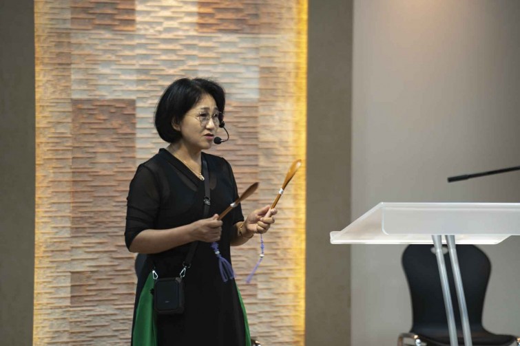 YTo1ODp7czo4OiJGaWxlTmFtZSI7czo0MDoiYWQwYTdkNmUtZjNkMy00MDYzLWI0M2EtZDQ1NzlhYTk5Y2E2LmpwZyI7czoxMjoiRmlsZURhdGVUaW1lIjtpOjE3NTg1OTU5NTM7czo4OiJGaWxlU2l6ZSI7aToxMDIzNDk7czo4OiJGaWxlVHlwZSI7aToyO3M6ODoiTWltZVR5cGUiO3M6MTA6ImltYWdlL2pwZWciO3M6MTM6IlNlY3Rpb25zRm91bmQiO3M6MzA6IkFOWV9UQUcsIElGRDAsIFRIVU1CTkFJTCwgRVhJRiI7czo4OiJDT01QVVRFRCI7YTo5OntzOjQ6Imh0bWwiO3M6MjY6IndpZHRoPSIxNzUyIiBoZWlnaHQ9IjExNjgiIjtzOjY6IkhlaWdodCI7aToxMTY4O3M6NToiV2lkdGgiO2k6MTc1MjtzOjc6IklzQ29sb3IiO2k6MTtzOjE3OiJCeXRlT3JkZXJNb3Rvcm9sYSI7aTowO3M6MTU6IkFwZXJ0dXJlRk51bWJlciI7czo1OiJmLzQuMCI7czo5OiJDb3B5cmlnaHQiO3M6NDoiWUFCQyI7czoxODoiVGh1bWJuYWlsLkZpbGVUeXBlIjtpOjI7czoxODoiVGh1bWJuYWlsLk1pbWVUeXBlIjtzOjEwOiJpbWFnZS9qcGVnIjt9czo0OiJNYWtlIjtzOjQ6IlNPTlkiO3M6NToiTW9kZWwiO3M6ODoiSUxDRS03TTQiO3M6MTE6IlhSZXNvbHV0aW9uIjtzOjU6IjI0MC8xIjtzOjExOiJZUmVzb2x1dGlvbiI7czo1OiIyNDAvMSI7czoxNDoiUmVzb2x1dGlvblVuaXQiO2k6MjtzOjg6IlNvZnR3YXJlIjtzOjUyOiJBZG9iZSBQaG90b3Nob3AgTGlnaHRyb29tIENsYXNzaWMgMTQuMS4xIChNYWNpbnRvc2gpIjtzOjg6IkRhdGVUaW1lIjtzOjE5OiIyMDI1OjA5OjIzIDExOjUwOjIxIjtzOjY6IkFydGlzdCI7czo3OiJZQUJDX1NHIjtzOjk6IkNvcHlyaWdodCI7czo0OiJZQUJDIjtzOjE2OiJFeGlmX0lGRF9Qb2ludGVyIjtpOjI1NDtzOjk6IlRIVU1CTkFJTCI7YTo2OntzOjExOiJDb21wcmVzc2lvbiI7aTo2O3M6MTE6IlhSZXNvbHV0aW9uIjtzOjQ6IjcyLzEiO3M6MTE6IllSZXNvbHV0aW9uIjtzOjQ6IjcyLzEiO3M6MTQ6IlJlc29sdXRpb25Vbml0IjtpOjI7czoyMToiSlBFR0ludGVyY2hhbmdlRm9ybWF0IjtpOjEwNDA7czoyNzoiSlBFR0ludGVyY2hhbmdlRm9ybWF0TGVuZ3RoIjtpOjEyMTk0O31zOjEyOiJFeHBvc3VyZVRpbWUiO3M6NToiMS8xMDAiO3M6NzoiRk51bWJlciI7czozOiI0LzEiO3M6MTU6IkV4cG9zdXJlUHJvZ3JhbSI7aToxO3M6MTU6IklTT1NwZWVkUmF0aW5ncyI7aToyMDA7czoxOToiVW5kZWZpbmVkVGFnOjB4ODgzMCI7aToyO3M6MTk6IlVuZGVmaW5lZFRhZzoweDg4MzIiO2k6MjAwO3M6MTE6IkV4aWZWZXJzaW9uIjtzOjQ6IjAyMzIiO3M6MTY6IkRhdGVUaW1lT3JpZ2luYWwiO3M6MTk6IjIwMjU6MDk6MTkgMTA6NTc6NDEiO3M6MTc6IkRhdGVUaW1lRGlnaXRpemVkIjtzOjE5OiIyMDI1OjA5OjE5IDEwOjU3OjQxIjtzOjE5OiJVbmRlZmluZWRUYWc6MHg5MDEwIjtzOjY6IiswOTowMCI7czoxOToiVW5kZWZpbmVkVGFnOjB4OTAxMSI7czo2OiIrMDk6MDAiO3M6MTk6IlVuZGVmaW5lZFRhZzoweDkwMTIiO3M6NjoiKzA5OjAwIjtzOjE3OiJTaHV0dGVyU3BlZWRWYWx1ZSI7czoxNToiNjY0Mzg1Ni8xMDAwMDAwIjtzOjEzOiJBcGVydHVyZVZhbHVlIjtzOjM6IjQvMSI7czoxNToiQnJpZ2h0bmVzc1ZhbHVlIjtzOjk6IjY5OTQvMjU2MCI7czoxNzoiRXhwb3N1cmVCaWFzVmFsdWUiO3M6NDoiMC8xMCI7czoxNjoiTWF4QXBlcnR1cmVWYWx1ZSI7czo4OiIxMDI0LzI1NiI7czoxMjoiTWV0ZXJpbmdNb2RlIjtpOjU7czoxMToiTGlnaHRTb3VyY2UiO2k6MjU1O3M6NToiRmxhc2giO2k6MTM7czoxMToiRm9jYWxMZW5ndGgiO3M6NzoiMTkyMC8xMCI7czoxODoiU3ViU2VjVGltZU9yaWdpbmFsIjtzOjM6IjU4NyI7czoxOToiU3ViU2VjVGltZURpZ2l0aXplZCI7czozOiI1ODciO3M6MTA6IkNvbG9yU3BhY2UiO2k6NjU1MzU7czoyMToiRm9jYWxQbGFuZVhSZXNvbHV0aW9uIjtzOjE0OiI2NDQ0OTMzOS8zMjc2OCI7czoyMToiRm9jYWxQbGFuZVlSZXNvbHV0aW9uIjtzOjE0OiI2NDQ0OTMzOS8zMjc2OCI7czoyNDoiRm9jYWxQbGFuZVJlc29sdXRpb25Vbml0IjtpOjM7czoxMDoiRmlsZVNvdXJjZSI7czoxOiIDIjtzOjk6IlNjZW5lVHlwZSI7czoxOiIBIjtzOjE0OiJDdXN0b21SZW5kZXJlZCI7aTowO3M6MTI6IkV4cG9zdXJlTW9kZSI7aToxO3M6MTI6IldoaXRlQmFsYW5jZSI7aToxO3M6MTY6IkRpZ2l0YWxab29tUmF0aW8iO3M6NToiMTYvMTYiO3M6MjE6IkZvY2FsTGVuZ3RoSW4zNW1tRmlsbSI7aToxOTI7czoxNjoiU2NlbmVDYXB0dXJlVHlwZSI7aTowO3M6ODoiQ29udHJhc3QiO2k6MDtzOjEwOiJTYXR1cmF0aW9uIjtpOjA7czo5OiJTaGFycG5lc3MiO2k6MDtzOjE5OiJVbmRlZmluZWRUYWc6MHhBNDMyIjthOjQ6e2k6MDtzOjY6IjcwMC8xMCI7aToxO3M6NzoiMjAwMC8xMCI7aToyO3M6NToiNDAvMTAiO2k6MztzOjU6IjQwLzEwIjt9czoxOToiVW5kZWZpbmVkVGFnOjB4QTQzNCI7czoyMDoiRkUgNzAtMjAwbW0gRjQgRyBPU1MiO30=