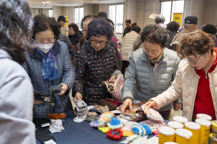 YTo1ODp7czo4OiJGaWxlTmFtZSI7czo0MDoiYjRmYTU0NDAtZjUyZi00MzljLWJiZDMtNzFkMDYxZTA1NjZjLmpwZyI7czoxMjoiRmlsZURhdGVUaW1lIjtpOjE3NjQzMTg1ODE7czo4OiJGaWxlU2l6ZSI7aToxNzM4NjUwO3M6ODoiRmlsZVR5cGUiO2k6MjtzOjg6Ik1pbWVUeXBlIjtzOjEwOiJpbWFnZS9qcGVnIjtzOjEzOiJTZWN0aW9uc0ZvdW5kIjtzOjMwOiJBTllfVEFHLCBJRkQwLCBUSFVNQk5BSUwsIEVYSUYiO3M6ODoiQ09NUFVURUQiO2E6OTp7czo0OiJodG1sIjtzOjI2OiJ3aWR0aD0iMTc0MyIgaGVpZ2h0PSIxMTYyIiI7czo2OiJIZWlnaHQiO2k6MTE2MjtzOjU6IldpZHRoIjtpOjE3NDM7czo3OiJJc0NvbG9yIjtpOjE7czoxNzoiQnl0ZU9yZGVyTW90b3JvbGEiO2k6MDtzOjE1OiJBcGVydHVyZUZOdW1iZXIiO3M6NToiZi80LjAiO3M6OToiQ29weXJpZ2h0IjtzOjQ6IllBQkMiO3M6MTg6IlRodW1ibmFpbC5GaWxlVHlwZSI7aToyO3M6MTg6IlRodW1ibmFpbC5NaW1lVHlwZSI7czoxMDoiaW1hZ2UvanBlZyI7fXM6NDoiTWFrZSI7czo0OiJTT05ZIjtzOjU6Ik1vZGVsIjtzOjg6IklMQ0UtN000IjtzOjExOiJYUmVzb2x1dGlvbiI7czo1OiIyNDAvMSI7czoxMToiWVJlc29sdXRpb24iO3M6NToiMjQwLzEiO3M6MTQ6IlJlc29sdXRpb25Vbml0IjtpOjI7czo4OiJTb2Z0d2FyZSI7czo1MjoiQWRvYmUgUGhvdG9zaG9wIExpZ2h0cm9vbSBDbGFzc2ljIDE1LjAuMSAoTWFjaW50b3NoKSI7czo4OiJEYXRlVGltZSI7czoxOToiMjAyNToxMToyOCAxNzowMjoyNiI7czo2OiJBcnRpc3QiO3M6NzoiWUFCQ19TRyI7czo5OiJDb3B5cmlnaHQiO3M6NDoiWUFCQyI7czoxNjoiRXhpZl9JRkRfUG9pbnRlciI7aToyNTQ7czo5OiJUSFVNQk5BSUwiO2E6Njp7czoxMToiQ29tcHJlc3Npb24iO2k6NjtzOjExOiJYUmVzb2x1dGlvbiI7czo0OiI3Mi8xIjtzOjExOiJZUmVzb2x1dGlvbiI7czo0OiI3Mi8xIjtzOjE0OiJSZXNvbHV0aW9uVW5pdCI7aToyO3M6MjE6IkpQRUdJbnRlcmNoYW5nZUZvcm1hdCI7aToxMDQwO3M6Mjc6IkpQRUdJbnRlcmNoYW5nZUZvcm1hdExlbmd0aCI7aToyMDIzMzt9czoxMjoiRXhwb3N1cmVUaW1lIjtzOjU6IjEvMjAwIjtzOjc6IkZOdW1iZXIiO3M6MzoiNC8xIjtzOjE1OiJFeHBvc3VyZVByb2dyYW0iO2k6MTtzOjE1OiJJU09TcGVlZFJhdGluZ3MiO2k6MzIwO3M6MTk6IlVuZGVmaW5lZFRhZzoweDg4MzAiO2k6MjtzOjE5OiJVbmRlZmluZWRUYWc6MHg4ODMyIjtpOjMyMDtzOjExOiJFeGlmVmVyc2lvbiI7czo0OiIwMjMyIjtzOjE2OiJEYXRlVGltZU9yaWdpbmFsIjtzOjE5OiIyMDI1OjExOjI4IDEyOjAwOjIzIjtzOjE3OiJEYXRlVGltZURpZ2l0aXplZCI7czoxOToiMjAyNToxMToyOCAxMjowMDoyMyI7czoxOToiVW5kZWZpbmVkVGFnOjB4OTAxMCI7czo2OiIrMDk6MDAiO3M6MTk6IlVuZGVmaW5lZFRhZzoweDkwMTEiO3M6NjoiKzA5OjAwIjtzOjE5OiJVbmRlZmluZWRUYWc6MHg5MDEyIjtzOjY6IiswOTowMCI7czoxNzoiU2h1dHRlclNwZWVkVmFsdWUiO3M6MTU6Ijc2NDM4NTYvMTAwMDAwMCI7czoxMzoiQXBlcnR1cmVWYWx1ZSI7czozOiI0LzEiO3M6MTU6IkJyaWdodG5lc3NWYWx1ZSI7czo5OiI2MjI0LzI1NjAiO3M6MTc6IkV4cG9zdXJlQmlhc1ZhbHVlIjtzOjQ6IjAvMTAiO3M6MTY6Ik1heEFwZXJ0dXJlVmFsdWUiO3M6ODoiMTAyNC8yNTYiO3M6MTI6Ik1ldGVyaW5nTW9kZSI7aTo1O3M6MTE6IkxpZ2h0U291cmNlIjtpOjA7czo1OiJGbGFzaCI7aToxMztzOjExOiJGb2NhbExlbmd0aCI7czo2OiIzNDAvMTAiO3M6MTg6IlN1YlNlY1RpbWVPcmlnaW5hbCI7czozOiIzOTgiO3M6MTk6IlN1YlNlY1RpbWVEaWdpdGl6ZWQiO3M6MzoiMzk4IjtzOjEwOiJDb2xvclNwYWNlIjtpOjY1NTM1O3M6MjE6IkZvY2FsUGxhbmVYUmVzb2x1dGlvbiI7czoxNDoiNjQ0NDkzMzkvMzI3NjgiO3M6MjE6IkZvY2FsUGxhbmVZUmVzb2x1dGlvbiI7czoxNDoiNjQ0NDkzMzkvMzI3NjgiO3M6MjQ6IkZvY2FsUGxhbmVSZXNvbHV0aW9uVW5pdCI7aTozO3M6MTA6IkZpbGVTb3VyY2UiO3M6MToiAyI7czo5OiJTY2VuZVR5cGUiO3M6MToiASI7czoxNDoiQ3VzdG9tUmVuZGVyZWQiO2k6MDtzOjEyOiJFeHBvc3VyZU1vZGUiO2k6MTtzOjEyOiJXaGl0ZUJhbGFuY2UiO2k6MTtzOjE2OiJEaWdpdGFsWm9vbVJhdGlvIjtzOjU6IjE2LzE2IjtzOjIxOiJGb2NhbExlbmd0aEluMzVtbUZpbG0iO2k6MzQ7czoxNjoiU2NlbmVDYXB0dXJlVHlwZSI7aTowO3M6ODoiQ29udHJhc3QiO2k6MDtzOjEwOiJTYXR1cmF0aW9uIjtpOjA7czo5OiJTaGFycG5lc3MiO2k6MDtzOjE5OiJVbmRlZmluZWRUYWc6MHhBNDMyIjthOjQ6e2k6MDtzOjY6IjI0MC8xMCI7aToxO3M6NzoiMTA1MC8xMCI7aToyO3M6NToiNDAvMTAiO2k6MztzOjU6IjQwLzEwIjt9czoxOToiVW5kZWZpbmVkVGFnOjB4QTQzNCI7czoyMDoiRkUgMjQtMTA1bW0gRjQgRyBPU1MiO30=