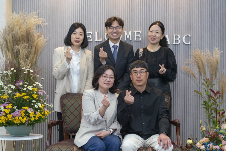 YTo1NDp7czo4OiJGaWxlTmFtZSI7czo0MDoiYzkxMzM3NmMtNjJlZS00YWM4LTg0OTUtYjVkNTk2OGRjOTRhLmpwZyI7czoxMjoiRmlsZURhdGVUaW1lIjtpOjE3NjIyNDU1NjY7czo4OiJGaWxlU2l6ZSI7aToxMzg3NzYxO3M6ODoiRmlsZVR5cGUiO2k6MjtzOjg6Ik1pbWVUeXBlIjtzOjEwOiJpbWFnZS9qcGVnIjtzOjEzOiJTZWN0aW9uc0ZvdW5kIjtzOjMwOiJBTllfVEFHLCBJRkQwLCBUSFVNQk5BSUwsIEVYSUYiO3M6ODoiQ09NUFVURUQiO2E6ODp7czo0OiJodG1sIjtzOjI2OiJ3aWR0aD0iMTUyNyIgaGVpZ2h0PSIxMDE5IiI7czo2OiJIZWlnaHQiO2k6MTAxOTtzOjU6IldpZHRoIjtpOjE1Mjc7czo3OiJJc0NvbG9yIjtpOjE7czoxNzoiQnl0ZU9yZGVyTW90b3JvbGEiO2k6MDtzOjE1OiJBcGVydHVyZUZOdW1iZXIiO3M6NToiZi8yLjgiO3M6MTg6IlRodW1ibmFpbC5GaWxlVHlwZSI7aToyO3M6MTg6IlRodW1ibmFpbC5NaW1lVHlwZSI7czoxMDoiaW1hZ2UvanBlZyI7fXM6NDoiTWFrZSI7czo0OiJTT05ZIjtzOjU6Ik1vZGVsIjtzOjk6IklMQ0UtN1JNMyI7czoxMToiWFJlc29sdXRpb24iO3M6NToiMjQwLzEiO3M6MTE6IllSZXNvbHV0aW9uIjtzOjU6IjI0MC8xIjtzOjE0OiJSZXNvbHV0aW9uVW5pdCI7aToyO3M6ODoiU29mdHdhcmUiO3M6NTA6IkFkb2JlIFBob3Rvc2hvcCBMaWdodHJvb20gQ2xhc3NpYyAxNS4wIChNYWNpbnRvc2gpIjtzOjg6IkRhdGVUaW1lIjtzOjE5OiIyMDI1OjExOjA0IDE0OjA2OjU1IjtzOjE2OiJFeGlmX0lGRF9Qb2ludGVyIjtpOjIxNDtzOjk6IlRIVU1CTkFJTCI7YTo2OntzOjExOiJDb21wcmVzc2lvbiI7aTo2O3M6MTE6IlhSZXNvbHV0aW9uIjtzOjQ6IjcyLzEiO3M6MTE6IllSZXNvbHV0aW9uIjtzOjQ6IjcyLzEiO3M6MTQ6IlJlc29sdXRpb25Vbml0IjtpOjI7czoyMToiSlBFR0ludGVyY2hhbmdlRm9ybWF0IjtpOjk3NjtzOjI3OiJKUEVHSW50ZXJjaGFuZ2VGb3JtYXRMZW5ndGgiO2k6MTgxMjA7fXM6MTI6IkV4cG9zdXJlVGltZSI7czo1OiIxLzIwMCI7czo3OiJGTnVtYmVyIjtzOjU6IjI4LzEwIjtzOjE1OiJFeHBvc3VyZVByb2dyYW0iO2k6MTtzOjE1OiJJU09TcGVlZFJhdGluZ3MiO2k6NjQwO3M6MTk6IlVuZGVmaW5lZFRhZzoweDg4MzAiO2k6MjtzOjE5OiJVbmRlZmluZWRUYWc6MHg4ODMyIjtpOjY0MDtzOjExOiJFeGlmVmVyc2lvbiI7czo0OiIwMjMxIjtzOjE2OiJEYXRlVGltZU9yaWdpbmFsIjtzOjE5OiIyMDI1OjEwOjI2IDExOjEzOjU5IjtzOjE3OiJEYXRlVGltZURpZ2l0aXplZCI7czoxOToiMjAyNToxMDoyNiAxMToxMzo1OSI7czoxOToiVW5kZWZpbmVkVGFnOjB4OTAxMCI7czo2OiIrMDk6MDAiO3M6MTk6IlVuZGVmaW5lZFRhZzoweDkwMTEiO3M6NjoiKzA5OjAwIjtzOjE5OiJVbmRlZmluZWRUYWc6MHg5MDEyIjtzOjY6IiswOTowMCI7czoxNzoiU2h1dHRlclNwZWVkVmFsdWUiO3M6MTU6Ijc2NDM4NTYvMTAwMDAwMCI7czoxMzoiQXBlcnR1cmVWYWx1ZSI7czoxNToiMjk3MDg1NC8xMDAwMDAwIjtzOjE1OiJCcmlnaHRuZXNzVmFsdWUiO3M6OToiNTg0NC8yNTYwIjtzOjE3OiJFeHBvc3VyZUJpYXNWYWx1ZSI7czo0OiIwLzEwIjtzOjE2OiJNYXhBcGVydHVyZVZhbHVlIjtzOjc6Ijc2MC8yNTYiO3M6MTI6Ik1ldGVyaW5nTW9kZSI7aTo1O3M6MTE6IkxpZ2h0U291cmNlIjtpOjA7czo1OiJGbGFzaCI7aToxMztzOjExOiJGb2NhbExlbmd0aCI7czo2OiI0NTAvMTAiO3M6MTA6IkNvbG9yU3BhY2UiO2k6NjU1MzU7czoyMToiRm9jYWxQbGFuZVhSZXNvbHV0aW9uIjtzOjE0OiI3MDkyNDEzNC8zMjc2OCI7czoyMToiRm9jYWxQbGFuZVlSZXNvbHV0aW9uIjtzOjE0OiI3MDkyNDEzNC8zMjc2OCI7czoyNDoiRm9jYWxQbGFuZVJlc29sdXRpb25Vbml0IjtpOjM7czoxMDoiRmlsZVNvdXJjZSI7czoxOiIDIjtzOjk6IlNjZW5lVHlwZSI7czoxOiIBIjtzOjE0OiJDdXN0b21SZW5kZXJlZCI7aTowO3M6MTI6IkV4cG9zdXJlTW9kZSI7aToxO3M6MTI6IldoaXRlQmFsYW5jZSI7aTowO3M6MTY6IkRpZ2l0YWxab29tUmF0aW8iO3M6NToiMTYvMTYiO3M6MjE6IkZvY2FsTGVuZ3RoSW4zNW1tRmlsbSI7aTo0NTtzOjE2OiJTY2VuZUNhcHR1cmVUeXBlIjtpOjA7czo4OiJDb250cmFzdCI7aTowO3M6MTA6IlNhdHVyYXRpb24iO2k6MDtzOjk6IlNoYXJwbmVzcyI7aTowO3M6MTk6IlVuZGVmaW5lZFRhZzoweEE0MzIiO2E6NDp7aTowO3M6NjoiMjQwLzEwIjtpOjE7czo2OiI3MDAvMTAiO2k6MjtzOjU6IjI4LzEwIjtpOjM7czo1OiIyOC8xMCI7fXM6MTk6IlVuZGVmaW5lZFRhZzoweEE0MzQiO3M6MjE6IkZFIDI0LTcwbW0gRjIuOCBHTSBJSSI7fQ==