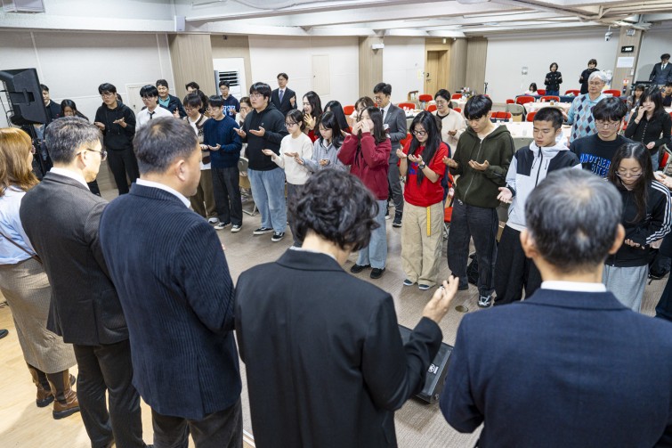 YTo1ODp7czo4OiJGaWxlTmFtZSI7czo0MDoiY2U4YTJmMWEtMzQzOC00YTJhLWJhNzMtZDEwNWZiYTMwOGQ4LmpwZyI7czoxMjoiRmlsZURhdGVUaW1lIjtpOjE3NjM0NTE2OTY7czo4OiJGaWxlU2l6ZSI7aToxNjYzNDAxO3M6ODoiRmlsZVR5cGUiO2k6MjtzOjg6Ik1pbWVUeXBlIjtzOjEwOiJpbWFnZS9qcGVnIjtzOjEzOiJTZWN0aW9uc0ZvdW5kIjtzOjMwOiJBTllfVEFHLCBJRkQwLCBUSFVNQk5BSUwsIEVYSUYiO3M6ODoiQ09NUFVURUQiO2E6OTp7czo0OiJodG1sIjtzOjI2OiJ3aWR0aD0iMTc1MCIgaGVpZ2h0PSIxMTY3IiI7czo2OiJIZWlnaHQiO2k6MTE2NztzOjU6IldpZHRoIjtpOjE3NTA7czo3OiJJc0NvbG9yIjtpOjE7czoxNzoiQnl0ZU9yZGVyTW90b3JvbGEiO2k6MDtzOjE1OiJBcGVydHVyZUZOdW1iZXIiO3M6NToiZi8zLjIiO3M6OToiQ29weXJpZ2h0IjtzOjQ6IllBQkMiO3M6MTg6IlRodW1ibmFpbC5GaWxlVHlwZSI7aToyO3M6MTg6IlRodW1ibmFpbC5NaW1lVHlwZSI7czoxMDoiaW1hZ2UvanBlZyI7fXM6NDoiTWFrZSI7czo0OiJTT05ZIjtzOjU6Ik1vZGVsIjtzOjg6IklMQ0UtN000IjtzOjExOiJYUmVzb2x1dGlvbiI7czo1OiIyNDAvMSI7czoxMToiWVJlc29sdXRpb24iO3M6NToiMjQwLzEiO3M6MTQ6IlJlc29sdXRpb25Vbml0IjtpOjI7czo4OiJTb2Z0d2FyZSI7czo1MjoiQWRvYmUgUGhvdG9zaG9wIExpZ2h0cm9vbSBDbGFzc2ljIDE1LjAuMSAoTWFjaW50b3NoKSI7czo4OiJEYXRlVGltZSI7czoxOToiMjAyNToxMToxNyAxMzoxNzoyNCI7czo2OiJBcnRpc3QiO3M6NzoiWUFCQ19TRyI7czo5OiJDb3B5cmlnaHQiO3M6NDoiWUFCQyI7czoxNjoiRXhpZl9JRkRfUG9pbnRlciI7aToyNTQ7czo5OiJUSFVNQk5BSUwiO2E6Njp7czoxMToiQ29tcHJlc3Npb24iO2k6NjtzOjExOiJYUmVzb2x1dGlvbiI7czo0OiI3Mi8xIjtzOjExOiJZUmVzb2x1dGlvbiI7czo0OiI3Mi8xIjtzOjE0OiJSZXNvbHV0aW9uVW5pdCI7aToyO3M6MjE6IkpQRUdJbnRlcmNoYW5nZUZvcm1hdCI7aToxMDQwO3M6Mjc6IkpQRUdJbnRlcmNoYW5nZUZvcm1hdExlbmd0aCI7aToxODgzNDt9czoxMjoiRXhwb3N1cmVUaW1lIjtzOjU6IjEvMTI1IjtzOjc6IkZOdW1iZXIiO3M6NToiMzIvMTAiO3M6MTU6IkV4cG9zdXJlUHJvZ3JhbSI7aToxO3M6MTU6IklTT1NwZWVkUmF0aW5ncyI7aTo0MDA7czoxOToiVW5kZWZpbmVkVGFnOjB4ODgzMCI7aToyO3M6MTk6IlVuZGVmaW5lZFRhZzoweDg4MzIiO2k6NDAwO3M6MTE6IkV4aWZWZXJzaW9uIjtzOjQ6IjAyMzIiO3M6MTY6IkRhdGVUaW1lT3JpZ2luYWwiO3M6MTk6IjIwMjU6MTE6MTYgMTc6MDM6MzgiO3M6MTc6IkRhdGVUaW1lRGlnaXRpemVkIjtzOjE5OiIyMDI1OjExOjE2IDE3OjAzOjM4IjtzOjE5OiJVbmRlZmluZWRUYWc6MHg5MDEwIjtzOjY6IiswOTowMCI7czoxOToiVW5kZWZpbmVkVGFnOjB4OTAxMSI7czo2OiIrMDk6MDAiO3M6MTk6IlVuZGVmaW5lZFRhZzoweDkwMTIiO3M6NjoiKzA5OjAwIjtzOjE3OiJTaHV0dGVyU3BlZWRWYWx1ZSI7czoxNToiNjk2NTc4NC8xMDAwMDAwIjtzOjEzOiJBcGVydHVyZVZhbHVlIjtzOjE1OiIzMzU2MTQ0LzEwMDAwMDAiO3M6MTU6IkJyaWdodG5lc3NWYWx1ZSI7czo5OiIyODA0LzI1NjAiO3M6MTc6IkV4cG9zdXJlQmlhc1ZhbHVlIjtzOjQ6IjAvMTAiO3M6MTY6Ik1heEFwZXJ0dXJlVmFsdWUiO3M6NzoiNzYwLzI1NiI7czoxMjoiTWV0ZXJpbmdNb2RlIjtpOjU7czoxMToiTGlnaHRTb3VyY2UiO2k6MDtzOjU6IkZsYXNoIjtpOjEzO3M6MTE6IkZvY2FsTGVuZ3RoIjtzOjY6IjI0MC8xMCI7czoxODoiU3ViU2VjVGltZU9yaWdpbmFsIjtzOjM6IjIwOCI7czoxOToiU3ViU2VjVGltZURpZ2l0aXplZCI7czozOiIyMDgiO3M6MTA6IkNvbG9yU3BhY2UiO2k6NjU1MzU7czoyMToiRm9jYWxQbGFuZVhSZXNvbHV0aW9uIjtzOjE0OiI2NDQ0OTMzOS8zMjc2OCI7czoyMToiRm9jYWxQbGFuZVlSZXNvbHV0aW9uIjtzOjE0OiI2NDQ0OTMzOS8zMjc2OCI7czoyNDoiRm9jYWxQbGFuZVJlc29sdXRpb25Vbml0IjtpOjM7czoxMDoiRmlsZVNvdXJjZSI7czoxOiIDIjtzOjk6IlNjZW5lVHlwZSI7czoxOiIBIjtzOjE0OiJDdXN0b21SZW5kZXJlZCI7aTowO3M6MTI6IkV4cG9zdXJlTW9kZSI7aToxO3M6MTI6IldoaXRlQmFsYW5jZSI7aToxO3M6MTY6IkRpZ2l0YWxab29tUmF0aW8iO3M6NToiMTYvMTYiO3M6MjE6IkZvY2FsTGVuZ3RoSW4zNW1tRmlsbSI7aToyNDtzOjE2OiJTY2VuZUNhcHR1cmVUeXBlIjtpOjA7czo4OiJDb250cmFzdCI7aTowO3M6MTA6IlNhdHVyYXRpb24iO2k6MDtzOjk6IlNoYXJwbmVzcyI7aTowO3M6MTk6IlVuZGVmaW5lZFRhZzoweEE0MzIiO2E6NDp7aTowO3M6NjoiMjQwLzEwIjtpOjE7czo2OiI3MDAvMTAiO2k6MjtzOjU6IjI4LzEwIjtpOjM7czo1OiIyOC8xMCI7fXM6MTk6IlVuZGVmaW5lZFRhZzoweEE0MzQiO3M6MjE6IkZFIDI0LTcwbW0gRjIuOCBHTSBJSSI7fQ==