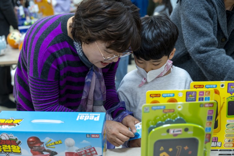 YTo1ODp7czo4OiJGaWxlTmFtZSI7czo0MDoiZDFjM2MzZjAtZmNhMi00YzY2LTg3NTAtYTgyMDI3OGJkN2M2LmpwZyI7czoxMjoiRmlsZURhdGVUaW1lIjtpOjE3NjQzMTgxMDY7czo4OiJGaWxlU2l6ZSI7aToxNTU4NTE2O3M6ODoiRmlsZVR5cGUiO2k6MjtzOjg6Ik1pbWVUeXBlIjtzOjEwOiJpbWFnZS9qcGVnIjtzOjEzOiJTZWN0aW9uc0ZvdW5kIjtzOjMwOiJBTllfVEFHLCBJRkQwLCBUSFVNQk5BSUwsIEVYSUYiO3M6ODoiQ09NUFVURUQiO2E6OTp7czo0OiJodG1sIjtzOjI2OiJ3aWR0aD0iMTc1MiIgaGVpZ2h0PSIxMTY4IiI7czo2OiJIZWlnaHQiO2k6MTE2ODtzOjU6IldpZHRoIjtpOjE3NTI7czo3OiJJc0NvbG9yIjtpOjE7czoxNzoiQnl0ZU9yZGVyTW90b3JvbGEiO2k6MDtzOjE1OiJBcGVydHVyZUZOdW1iZXIiO3M6NToiZi8zLjIiO3M6OToiQ29weXJpZ2h0IjtzOjQ6IllBQkMiO3M6MTg6IlRodW1ibmFpbC5GaWxlVHlwZSI7aToyO3M6MTg6IlRodW1ibmFpbC5NaW1lVHlwZSI7czoxMDoiaW1hZ2UvanBlZyI7fXM6NDoiTWFrZSI7czo0OiJTT05ZIjtzOjU6Ik1vZGVsIjtzOjg6IklMQ0UtN000IjtzOjExOiJYUmVzb2x1dGlvbiI7czo1OiIyNDAvMSI7czoxMToiWVJlc29sdXRpb24iO3M6NToiMjQwLzEiO3M6MTQ6IlJlc29sdXRpb25Vbml0IjtpOjI7czo4OiJTb2Z0d2FyZSI7czo1MjoiQWRvYmUgUGhvdG9zaG9wIExpZ2h0cm9vbSBDbGFzc2ljIDE1LjAuMSAoTWFjaW50b3NoKSI7czo4OiJEYXRlVGltZSI7czoxOToiMjAyNToxMToyOCAxNzoxNjowMSI7czo2OiJBcnRpc3QiO3M6NzoiWUFCQ19TRyI7czo5OiJDb3B5cmlnaHQiO3M6NDoiWUFCQyI7czoxNjoiRXhpZl9JRkRfUG9pbnRlciI7aToyNTQ7czo5OiJUSFVNQk5BSUwiO2E6Njp7czoxMToiQ29tcHJlc3Npb24iO2k6NjtzOjExOiJYUmVzb2x1dGlvbiI7czo0OiI3Mi8xIjtzOjExOiJZUmVzb2x1dGlvbiI7czo0OiI3Mi8xIjtzOjE0OiJSZXNvbHV0aW9uVW5pdCI7aToyO3M6MjE6IkpQRUdJbnRlcmNoYW5nZUZvcm1hdCI7aToxMDQwO3M6Mjc6IkpQRUdJbnRlcmNoYW5nZUZvcm1hdExlbmd0aCI7aToyMDk4Mjt9czoxMjoiRXhwb3N1cmVUaW1lIjtzOjU6IjEvMTI1IjtzOjc6IkZOdW1iZXIiO3M6NToiMzIvMTAiO3M6MTU6IkV4cG9zdXJlUHJvZ3JhbSI7aToxO3M6MTU6IklTT1NwZWVkUmF0aW5ncyI7aTo2NDA7czoxOToiVW5kZWZpbmVkVGFnOjB4ODgzMCI7aToyO3M6MTk6IlVuZGVmaW5lZFRhZzoweDg4MzIiO2k6NjQwO3M6MTE6IkV4aWZWZXJzaW9uIjtzOjQ6IjAyMzIiO3M6MTY6IkRhdGVUaW1lT3JpZ2luYWwiO3M6MTk6IjIwMjU6MTE6MjMgMTI6MzE6MTYiO3M6MTc6IkRhdGVUaW1lRGlnaXRpemVkIjtzOjE5OiIyMDI1OjExOjIzIDEyOjMxOjE2IjtzOjE5OiJVbmRlZmluZWRUYWc6MHg5MDEwIjtzOjY6IiswOTowMCI7czoxOToiVW5kZWZpbmVkVGFnOjB4OTAxMSI7czo2OiIrMDk6MDAiO3M6MTk6IlVuZGVmaW5lZFRhZzoweDkwMTIiO3M6NjoiKzA5OjAwIjtzOjE3OiJTaHV0dGVyU3BlZWRWYWx1ZSI7czoxNToiNjk2NTc4NC8xMDAwMDAwIjtzOjEzOiJBcGVydHVyZVZhbHVlIjtzOjE1OiIzMzU2MTQ0LzEwMDAwMDAiO3M6MTU6IkJyaWdodG5lc3NWYWx1ZSI7czo5OiI1MTU0LzI1NjAiO3M6MTc6IkV4cG9zdXJlQmlhc1ZhbHVlIjtzOjQ6IjAvMTAiO3M6MTY6Ik1heEFwZXJ0dXJlVmFsdWUiO3M6NzoiNzYwLzI1NiI7czoxMjoiTWV0ZXJpbmdNb2RlIjtpOjU7czoxMToiTGlnaHRTb3VyY2UiO2k6MDtzOjU6IkZsYXNoIjtpOjE2O3M6MTE6IkZvY2FsTGVuZ3RoIjtzOjY6IjQ0MC8xMCI7czoxODoiU3ViU2VjVGltZU9yaWdpbmFsIjtzOjM6Ijg1NyI7czoxOToiU3ViU2VjVGltZURpZ2l0aXplZCI7czozOiI4NTciO3M6MTA6IkNvbG9yU3BhY2UiO2k6NjU1MzU7czoyMToiRm9jYWxQbGFuZVhSZXNvbHV0aW9uIjtzOjE0OiI2NDQ0OTMzOS8zMjc2OCI7czoyMToiRm9jYWxQbGFuZVlSZXNvbHV0aW9uIjtzOjE0OiI2NDQ0OTMzOS8zMjc2OCI7czoyNDoiRm9jYWxQbGFuZVJlc29sdXRpb25Vbml0IjtpOjM7czoxMDoiRmlsZVNvdXJjZSI7czoxOiIDIjtzOjk6IlNjZW5lVHlwZSI7czoxOiIBIjtzOjE0OiJDdXN0b21SZW5kZXJlZCI7aTowO3M6MTI6IkV4cG9zdXJlTW9kZSI7aToxO3M6MTI6IldoaXRlQmFsYW5jZSI7aToxO3M6MTY6IkRpZ2l0YWxab29tUmF0aW8iO3M6NToiMTYvMTYiO3M6MjE6IkZvY2FsTGVuZ3RoSW4zNW1tRmlsbSI7aTo0NDtzOjE2OiJTY2VuZUNhcHR1cmVUeXBlIjtpOjA7czo4OiJDb250cmFzdCI7aTowO3M6MTA6IlNhdHVyYXRpb24iO2k6MDtzOjk6IlNoYXJwbmVzcyI7aTowO3M6MTk6IlVuZGVmaW5lZFRhZzoweEE0MzIiO2E6NDp7aTowO3M6NjoiMjQwLzEwIjtpOjE7czo2OiI3MDAvMTAiO2k6MjtzOjU6IjI4LzEwIjtpOjM7czo1OiIyOC8xMCI7fXM6MTk6IlVuZGVmaW5lZFRhZzoweEE0MzQiO3M6MjE6IkZFIDI0LTcwbW0gRjIuOCBHTSBJSSI7fQ==