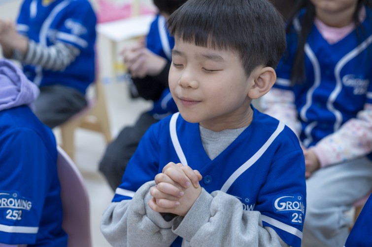 YTo1ODp7czo4OiJGaWxlTmFtZSI7czo0MDoiZDI3NjhjOTUtNDI4ZC00ZjdmLWIwMWQtNDFiYzM5YjNlN2IxLmpwZyI7czoxMjoiRmlsZURhdGVUaW1lIjtpOjE3NjUxNjY3ODY7czo4OiJGaWxlU2l6ZSI7aToyNDEwODU0O3M6ODoiRmlsZVR5cGUiO2k6MjtzOjg6Ik1pbWVUeXBlIjtzOjEwOiJpbWFnZS9qcGVnIjtzOjEzOiJTZWN0aW9uc0ZvdW5kIjtzOjMwOiJBTllfVEFHLCBJRkQwLCBUSFVNQk5BSUwsIEVYSUYiO3M6ODoiQ09NUFVURUQiO2E6OTp7czo0OiJodG1sIjtzOjI2OiJ3aWR0aD0iMjQxNyIgaGVpZ2h0PSIxNjExIiI7czo2OiJIZWlnaHQiO2k6MTYxMTtzOjU6IldpZHRoIjtpOjI0MTc7czo3OiJJc0NvbG9yIjtpOjE7czoxNzoiQnl0ZU9yZGVyTW90b3JvbGEiO2k6MDtzOjE1OiJBcGVydHVyZUZOdW1iZXIiO3M6NToiZi8yLjgiO3M6OToiQ29weXJpZ2h0IjtzOjQ6IllBQkMiO3M6MTg6IlRodW1ibmFpbC5GaWxlVHlwZSI7aToyO3M6MTg6IlRodW1ibmFpbC5NaW1lVHlwZSI7czoxMDoiaW1hZ2UvanBlZyI7fXM6NDoiTWFrZSI7czo0OiJTT05ZIjtzOjU6Ik1vZGVsIjtzOjg6IklMQ0UtN000IjtzOjExOiJYUmVzb2x1dGlvbiI7czo1OiIyNDAvMSI7czoxMToiWVJlc29sdXRpb24iO3M6NToiMjQwLzEiO3M6MTQ6IlJlc29sdXRpb25Vbml0IjtpOjI7czo4OiJTb2Z0d2FyZSI7czo1MjoiQWRvYmUgUGhvdG9zaG9wIExpZ2h0cm9vbSBDbGFzc2ljIDE0LjEuMSAoTWFjaW50b3NoKSI7czo4OiJEYXRlVGltZSI7czoxOToiMjAyNToxMjowOCAxMzowNDozNiI7czo2OiJBcnRpc3QiO3M6NzoiWUFCQ19TRyI7czo5OiJDb3B5cmlnaHQiO3M6NDoiWUFCQyI7czoxNjoiRXhpZl9JRkRfUG9pbnRlciI7aToyNTQ7czo5OiJUSFVNQk5BSUwiO2E6Njp7czoxMToiQ29tcHJlc3Npb24iO2k6NjtzOjExOiJYUmVzb2x1dGlvbiI7czo0OiI3Mi8xIjtzOjExOiJZUmVzb2x1dGlvbiI7czo0OiI3Mi8xIjtzOjE0OiJSZXNvbHV0aW9uVW5pdCI7aToyO3M6MjE6IkpQRUdJbnRlcmNoYW5nZUZvcm1hdCI7aToxMDQwO3M6Mjc6IkpQRUdJbnRlcmNoYW5nZUZvcm1hdExlbmd0aCI7aToxNjI3Mjt9czoxMjoiRXhwb3N1cmVUaW1lIjtzOjU6IjEvMjUwIjtzOjc6IkZOdW1iZXIiO3M6NToiMjgvMTAiO3M6MTU6IkV4cG9zdXJlUHJvZ3JhbSI7aToxO3M6MTU6IklTT1NwZWVkUmF0aW5ncyI7aTozMjA7czoxOToiVW5kZWZpbmVkVGFnOjB4ODgzMCI7aToyO3M6MTk6IlVuZGVmaW5lZFRhZzoweDg4MzIiO2k6MzIwO3M6MTE6IkV4aWZWZXJzaW9uIjtzOjQ6IjAyMzIiO3M6MTY6IkRhdGVUaW1lT3JpZ2luYWwiO3M6MTk6IjIwMjU6MTI6MDcgMTU6MDQ6NTQiO3M6MTc6IkRhdGVUaW1lRGlnaXRpemVkIjtzOjE5OiIyMDI1OjEyOjA3IDE1OjA0OjU0IjtzOjE5OiJVbmRlZmluZWRUYWc6MHg5MDEwIjtzOjY6IiswOTowMCI7czoxOToiVW5kZWZpbmVkVGFnOjB4OTAxMSI7czo2OiIrMDk6MDAiO3M6MTk6IlVuZGVmaW5lZFRhZzoweDkwMTIiO3M6NjoiKzA5OjAwIjtzOjE3OiJTaHV0dGVyU3BlZWRWYWx1ZSI7czoxNToiNzk2NTc4NC8xMDAwMDAwIjtzOjEzOiJBcGVydHVyZVZhbHVlIjtzOjE1OiIyOTcwODU0LzEwMDAwMDAiO3M6MTU6IkJyaWdodG5lc3NWYWx1ZSI7czo5OiI1NjE0LzI1NjAiO3M6MTc6IkV4cG9zdXJlQmlhc1ZhbHVlIjtzOjQ6IjAvMTAiO3M6MTY6Ik1heEFwZXJ0dXJlVmFsdWUiO3M6NzoiNzYwLzI1NiI7czoxMjoiTWV0ZXJpbmdNb2RlIjtpOjU7czoxMToiTGlnaHRTb3VyY2UiO2k6MDtzOjU6IkZsYXNoIjtpOjEzO3M6MTE6IkZvY2FsTGVuZ3RoIjtzOjY6IjU1MC8xMCI7czoxODoiU3ViU2VjVGltZU9yaWdpbmFsIjtzOjM6IjIyNyI7czoxOToiU3ViU2VjVGltZURpZ2l0aXplZCI7czozOiIyMjciO3M6MTA6IkNvbG9yU3BhY2UiO2k6NjU1MzU7czoyMToiRm9jYWxQbGFuZVhSZXNvbHV0aW9uIjtzOjE0OiI2NDQ0OTMzOS8zMjc2OCI7czoyMToiRm9jYWxQbGFuZVlSZXNvbHV0aW9uIjtzOjE0OiI2NDQ0OTMzOS8zMjc2OCI7czoyNDoiRm9jYWxQbGFuZVJlc29sdXRpb25Vbml0IjtpOjM7czoxMDoiRmlsZVNvdXJjZSI7czoxOiIDIjtzOjk6IlNjZW5lVHlwZSI7czoxOiIBIjtzOjE0OiJDdXN0b21SZW5kZXJlZCI7aTowO3M6MTI6IkV4cG9zdXJlTW9kZSI7aToxO3M6MTI6IldoaXRlQmFsYW5jZSI7aToxO3M6MTY6IkRpZ2l0YWxab29tUmF0aW8iO3M6NToiMTYvMTYiO3M6MjE6IkZvY2FsTGVuZ3RoSW4zNW1tRmlsbSI7aTo1NTtzOjE2OiJTY2VuZUNhcHR1cmVUeXBlIjtpOjA7czo4OiJDb250cmFzdCI7aTowO3M6MTA6IlNhdHVyYXRpb24iO2k6MDtzOjk6IlNoYXJwbmVzcyI7aTowO3M6MTk6IlVuZGVmaW5lZFRhZzoweEE0MzIiO2E6NDp7aTowO3M6NjoiMjQwLzEwIjtpOjE7czo2OiI3MDAvMTAiO2k6MjtzOjU6IjI4LzEwIjtpOjM7czo1OiIyOC8xMCI7fXM6MTk6IlVuZGVmaW5lZFRhZzoweEE0MzQiO3M6MjE6IkZFIDI0LTcwbW0gRjIuOCBHTSBJSSI7fQ==