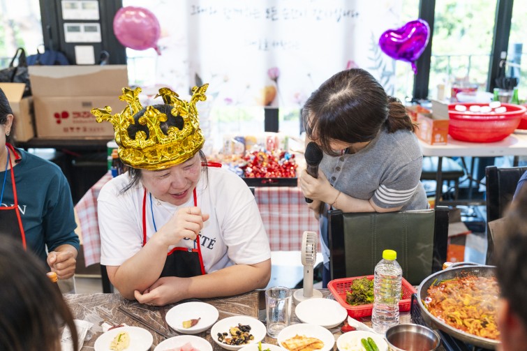 YTo1ODp7czo4OiJGaWxlTmFtZSI7czo0MDoiZDM2NDIxYjUtNzljOS00NGE4LWI3ZjYtZWI0YTE3MmJiNGIzLmpwZyI7czoxMjoiRmlsZURhdGVUaW1lIjtpOjE3NTcyMjM3MTE7czo4OiJGaWxlU2l6ZSI7aToxNjAzNTEzO3M6ODoiRmlsZVR5cGUiO2k6MjtzOjg6Ik1pbWVUeXBlIjtzOjEwOiJpbWFnZS9qcGVnIjtzOjEzOiJTZWN0aW9uc0ZvdW5kIjtzOjMwOiJBTllfVEFHLCBJRkQwLCBUSFVNQk5BSUwsIEVYSUYiO3M6ODoiQ09NUFVURUQiO2E6OTp7czo0OiJodG1sIjtzOjI2OiJ3aWR0aD0iMTc1MiIgaGVpZ2h0PSIxMTY4IiI7czo2OiJIZWlnaHQiO2k6MTE2ODtzOjU6IldpZHRoIjtpOjE3NTI7czo3OiJJc0NvbG9yIjtpOjE7czoxNzoiQnl0ZU9yZGVyTW90b3JvbGEiO2k6MDtzOjE1OiJBcGVydHVyZUZOdW1iZXIiO3M6NToiZi8yLjgiO3M6OToiQ29weXJpZ2h0IjtzOjQ6IllBQkMiO3M6MTg6IlRodW1ibmFpbC5GaWxlVHlwZSI7aToyO3M6MTg6IlRodW1ibmFpbC5NaW1lVHlwZSI7czoxMDoiaW1hZ2UvanBlZyI7fXM6NDoiTWFrZSI7czo0OiJTT05ZIjtzOjU6Ik1vZGVsIjtzOjg6IklMQ0UtN000IjtzOjExOiJYUmVzb2x1dGlvbiI7czo1OiIyNDAvMSI7czoxMToiWVJlc29sdXRpb24iO3M6NToiMjQwLzEiO3M6MTQ6IlJlc29sdXRpb25Vbml0IjtpOjI7czo4OiJTb2Z0d2FyZSI7czo1MjoiQWRvYmUgUGhvdG9zaG9wIExpZ2h0cm9vbSBDbGFzc2ljIDE0LjUuMSAoTWFjaW50b3NoKSI7czo4OiJEYXRlVGltZSI7czoxOToiMjAyNTowOTowNyAxNDo0MDowNCI7czo2OiJBcnRpc3QiO3M6NzoiWUFCQ19TRyI7czo5OiJDb3B5cmlnaHQiO3M6NDoiWUFCQyI7czoxNjoiRXhpZl9JRkRfUG9pbnRlciI7aToyNTQ7czo5OiJUSFVNQk5BSUwiO2E6Njp7czoxMToiQ29tcHJlc3Npb24iO2k6NjtzOjExOiJYUmVzb2x1dGlvbiI7czo0OiI3Mi8xIjtzOjExOiJZUmVzb2x1dGlvbiI7czo0OiI3Mi8xIjtzOjE0OiJSZXNvbHV0aW9uVW5pdCI7aToyO3M6MjE6IkpQRUdJbnRlcmNoYW5nZUZvcm1hdCI7aToxMDQwO3M6Mjc6IkpQRUdJbnRlcmNoYW5nZUZvcm1hdExlbmd0aCI7aToyMjI1Mjt9czoxMjoiRXhwb3N1cmVUaW1lIjtzOjU6IjEvMjUwIjtzOjc6IkZOdW1iZXIiO3M6NToiMjgvMTAiO3M6MTU6IkV4cG9zdXJlUHJvZ3JhbSI7aToxO3M6MTU6IklTT1NwZWVkUmF0aW5ncyI7aTo2NDA7czoxOToiVW5kZWZpbmVkVGFnOjB4ODgzMCI7aToyO3M6MTk6IlVuZGVmaW5lZFRhZzoweDg4MzIiO2k6NjQwO3M6MTE6IkV4aWZWZXJzaW9uIjtzOjQ6IjAyMzIiO3M6MTY6IkRhdGVUaW1lT3JpZ2luYWwiO3M6MTk6IjIwMjU6MDk6MDYgMTY6Mzk6NTYiO3M6MTc6IkRhdGVUaW1lRGlnaXRpemVkIjtzOjE5OiIyMDI1OjA5OjA2IDE2OjM5OjU2IjtzOjE5OiJVbmRlZmluZWRUYWc6MHg5MDEwIjtzOjY6IiswOTowMCI7czoxOToiVW5kZWZpbmVkVGFnOjB4OTAxMSI7czo2OiIrMDk6MDAiO3M6MTk6IlVuZGVmaW5lZFRhZzoweDkwMTIiO3M6NjoiKzA5OjAwIjtzOjE3OiJTaHV0dGVyU3BlZWRWYWx1ZSI7czoxNToiNzk2NTc4NC8xMDAwMDAwIjtzOjEzOiJBcGVydHVyZVZhbHVlIjtzOjE1OiIyOTcwODU0LzEwMDAwMDAiO3M6MTU6IkJyaWdodG5lc3NWYWx1ZSI7czo5OiI3NDQ0LzI1NjAiO3M6MTc6IkV4cG9zdXJlQmlhc1ZhbHVlIjtzOjQ6IjAvMTAiO3M6MTY6Ik1heEFwZXJ0dXJlVmFsdWUiO3M6NzoiNzYwLzI1NiI7czoxMjoiTWV0ZXJpbmdNb2RlIjtpOjU7czoxMToiTGlnaHRTb3VyY2UiO2k6MDtzOjU6IkZsYXNoIjtpOjEzO3M6MTE6IkZvY2FsTGVuZ3RoIjtzOjY6IjM3MC8xMCI7czoxODoiU3ViU2VjVGltZU9yaWdpbmFsIjtzOjM6IjAyMSI7czoxOToiU3ViU2VjVGltZURpZ2l0aXplZCI7czozOiIwMjEiO3M6MTA6IkNvbG9yU3BhY2UiO2k6NjU1MzU7czoyMToiRm9jYWxQbGFuZVhSZXNvbHV0aW9uIjtzOjE0OiI2NDQ0OTMzOS8zMjc2OCI7czoyMToiRm9jYWxQbGFuZVlSZXNvbHV0aW9uIjtzOjE0OiI2NDQ0OTMzOS8zMjc2OCI7czoyNDoiRm9jYWxQbGFuZVJlc29sdXRpb25Vbml0IjtpOjM7czoxMDoiRmlsZVNvdXJjZSI7czoxOiIDIjtzOjk6IlNjZW5lVHlwZSI7czoxOiIBIjtzOjE0OiJDdXN0b21SZW5kZXJlZCI7aTowO3M6MTI6IkV4cG9zdXJlTW9kZSI7aToxO3M6MTI6IldoaXRlQmFsYW5jZSI7aToxO3M6MTY6IkRpZ2l0YWxab29tUmF0aW8iO3M6NToiMTYvMTYiO3M6MjE6IkZvY2FsTGVuZ3RoSW4zNW1tRmlsbSI7aTozNztzOjE2OiJTY2VuZUNhcHR1cmVUeXBlIjtpOjA7czo4OiJDb250cmFzdCI7aTowO3M6MTA6IlNhdHVyYXRpb24iO2k6MDtzOjk6IlNoYXJwbmVzcyI7aTowO3M6MTk6IlVuZGVmaW5lZFRhZzoweEE0MzIiO2E6NDp7aTowO3M6NjoiMjQwLzEwIjtpOjE7czo2OiI3MDAvMTAiO2k6MjtzOjU6IjI4LzEwIjtpOjM7czo1OiIyOC8xMCI7fXM6MTk6IlVuZGVmaW5lZFRhZzoweEE0MzQiO3M6MjE6IkZFIDI0LTcwbW0gRjIuOCBHTSBJSSI7fQ==