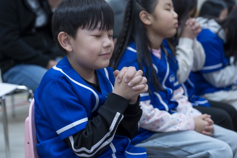 YTo1ODp7czo4OiJGaWxlTmFtZSI7czo0MDoiZDQwYTA1ZWQtMzI0OS00MGMyLTlhNDEtMjQ2YTdlM2ZmMmE0LmpwZyI7czoxMjoiRmlsZURhdGVUaW1lIjtpOjE3NjUxNjY3ODY7czo4OiJGaWxlU2l6ZSI7aToyNDQ3NDEwO3M6ODoiRmlsZVR5cGUiO2k6MjtzOjg6Ik1pbWVUeXBlIjtzOjEwOiJpbWFnZS9qcGVnIjtzOjEzOiJTZWN0aW9uc0ZvdW5kIjtzOjMwOiJBTllfVEFHLCBJRkQwLCBUSFVNQk5BSUwsIEVYSUYiO3M6ODoiQ09NUFVURUQiO2E6OTp7czo0OiJodG1sIjtzOjI2OiJ3aWR0aD0iMjQxNyIgaGVpZ2h0PSIxNjExIiI7czo2OiJIZWlnaHQiO2k6MTYxMTtzOjU6IldpZHRoIjtpOjI0MTc7czo3OiJJc0NvbG9yIjtpOjE7czoxNzoiQnl0ZU9yZGVyTW90b3JvbGEiO2k6MDtzOjE1OiJBcGVydHVyZUZOdW1iZXIiO3M6NToiZi8yLjgiO3M6OToiQ29weXJpZ2h0IjtzOjQ6IllBQkMiO3M6MTg6IlRodW1ibmFpbC5GaWxlVHlwZSI7aToyO3M6MTg6IlRodW1ibmFpbC5NaW1lVHlwZSI7czoxMDoiaW1hZ2UvanBlZyI7fXM6NDoiTWFrZSI7czo0OiJTT05ZIjtzOjU6Ik1vZGVsIjtzOjg6IklMQ0UtN000IjtzOjExOiJYUmVzb2x1dGlvbiI7czo1OiIyNDAvMSI7czoxMToiWVJlc29sdXRpb24iO3M6NToiMjQwLzEiO3M6MTQ6IlJlc29sdXRpb25Vbml0IjtpOjI7czo4OiJTb2Z0d2FyZSI7czo1MjoiQWRvYmUgUGhvdG9zaG9wIExpZ2h0cm9vbSBDbGFzc2ljIDE0LjEuMSAoTWFjaW50b3NoKSI7czo4OiJEYXRlVGltZSI7czoxOToiMjAyNToxMjowOCAxMzowNDozNyI7czo2OiJBcnRpc3QiO3M6NzoiWUFCQ19TRyI7czo5OiJDb3B5cmlnaHQiO3M6NDoiWUFCQyI7czoxNjoiRXhpZl9JRkRfUG9pbnRlciI7aToyNTQ7czo5OiJUSFVNQk5BSUwiO2E6Njp7czoxMToiQ29tcHJlc3Npb24iO2k6NjtzOjExOiJYUmVzb2x1dGlvbiI7czo0OiI3Mi8xIjtzOjExOiJZUmVzb2x1dGlvbiI7czo0OiI3Mi8xIjtzOjE0OiJSZXNvbHV0aW9uVW5pdCI7aToyO3M6MjE6IkpQRUdJbnRlcmNoYW5nZUZvcm1hdCI7aToxMDQwO3M6Mjc6IkpQRUdJbnRlcmNoYW5nZUZvcm1hdExlbmd0aCI7aToxNjEwNDt9czoxMjoiRXhwb3N1cmVUaW1lIjtzOjU6IjEvMjUwIjtzOjc6IkZOdW1iZXIiO3M6NToiMjgvMTAiO3M6MTU6IkV4cG9zdXJlUHJvZ3JhbSI7aToxO3M6MTU6IklTT1NwZWVkUmF0aW5ncyI7aTozMjA7czoxOToiVW5kZWZpbmVkVGFnOjB4ODgzMCI7aToyO3M6MTk6IlVuZGVmaW5lZFRhZzoweDg4MzIiO2k6MzIwO3M6MTE6IkV4aWZWZXJzaW9uIjtzOjQ6IjAyMzIiO3M6MTY6IkRhdGVUaW1lT3JpZ2luYWwiO3M6MTk6IjIwMjU6MTI6MDcgMTU6MDU6MDEiO3M6MTc6IkRhdGVUaW1lRGlnaXRpemVkIjtzOjE5OiIyMDI1OjEyOjA3IDE1OjA1OjAxIjtzOjE5OiJVbmRlZmluZWRUYWc6MHg5MDEwIjtzOjY6IiswOTowMCI7czoxOToiVW5kZWZpbmVkVGFnOjB4OTAxMSI7czo2OiIrMDk6MDAiO3M6MTk6IlVuZGVmaW5lZFRhZzoweDkwMTIiO3M6NjoiKzA5OjAwIjtzOjE3OiJTaHV0dGVyU3BlZWRWYWx1ZSI7czoxNToiNzk2NTc4NC8xMDAwMDAwIjtzOjEzOiJBcGVydHVyZVZhbHVlIjtzOjE1OiIyOTcwODU0LzEwMDAwMDAiO3M6MTU6IkJyaWdodG5lc3NWYWx1ZSI7czo5OiIzODg0LzI1NjAiO3M6MTc6IkV4cG9zdXJlQmlhc1ZhbHVlIjtzOjQ6IjAvMTAiO3M6MTY6Ik1heEFwZXJ0dXJlVmFsdWUiO3M6NzoiNzYwLzI1NiI7czoxMjoiTWV0ZXJpbmdNb2RlIjtpOjU7czoxMToiTGlnaHRTb3VyY2UiO2k6MDtzOjU6IkZsYXNoIjtpOjEzO3M6MTE6IkZvY2FsTGVuZ3RoIjtzOjY6IjU1MC8xMCI7czoxODoiU3ViU2VjVGltZU9yaWdpbmFsIjtzOjM6IjQyNCI7czoxOToiU3ViU2VjVGltZURpZ2l0aXplZCI7czozOiI0MjQiO3M6MTA6IkNvbG9yU3BhY2UiO2k6NjU1MzU7czoyMToiRm9jYWxQbGFuZVhSZXNvbHV0aW9uIjtzOjE0OiI2NDQ0OTMzOS8zMjc2OCI7czoyMToiRm9jYWxQbGFuZVlSZXNvbHV0aW9uIjtzOjE0OiI2NDQ0OTMzOS8zMjc2OCI7czoyNDoiRm9jYWxQbGFuZVJlc29sdXRpb25Vbml0IjtpOjM7czoxMDoiRmlsZVNvdXJjZSI7czoxOiIDIjtzOjk6IlNjZW5lVHlwZSI7czoxOiIBIjtzOjE0OiJDdXN0b21SZW5kZXJlZCI7aTowO3M6MTI6IkV4cG9zdXJlTW9kZSI7aToxO3M6MTI6IldoaXRlQmFsYW5jZSI7aToxO3M6MTY6IkRpZ2l0YWxab29tUmF0aW8iO3M6NToiMTYvMTYiO3M6MjE6IkZvY2FsTGVuZ3RoSW4zNW1tRmlsbSI7aTo1NTtzOjE2OiJTY2VuZUNhcHR1cmVUeXBlIjtpOjA7czo4OiJDb250cmFzdCI7aTowO3M6MTA6IlNhdHVyYXRpb24iO2k6MDtzOjk6IlNoYXJwbmVzcyI7aTowO3M6MTk6IlVuZGVmaW5lZFRhZzoweEE0MzIiO2E6NDp7aTowO3M6NjoiMjQwLzEwIjtpOjE7czo2OiI3MDAvMTAiO2k6MjtzOjU6IjI4LzEwIjtpOjM7czo1OiIyOC8xMCI7fXM6MTk6IlVuZGVmaW5lZFRhZzoweEE0MzQiO3M6MjE6IkZFIDI0LTcwbW0gRjIuOCBHTSBJSSI7fQ==