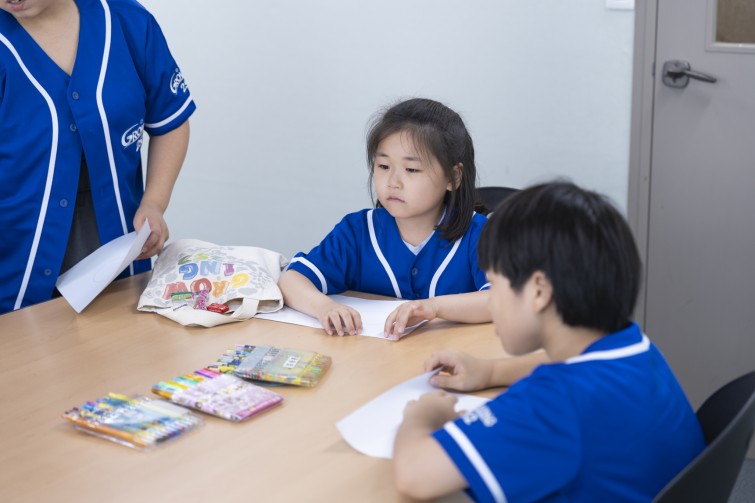 YTo1ODp7czo4OiJGaWxlTmFtZSI7czo0MDoiZTI0MWRhMmQtNzkzYy00MjhmLWFjZTYtNDAxNGI5ODJjOGI4LmpwZyI7czoxMjoiRmlsZURhdGVUaW1lIjtpOjE3NTc4MjkxMjQ7czo4OiJGaWxlU2l6ZSI7aTo5MDg2MTU7czo4OiJGaWxlVHlwZSI7aToyO3M6ODoiTWltZVR5cGUiO3M6MTA6ImltYWdlL2pwZWciO3M6MTM6IlNlY3Rpb25zRm91bmQiO3M6MzA6IkFOWV9UQUcsIElGRDAsIFRIVU1CTkFJTCwgRVhJRiI7czo4OiJDT01QVVRFRCI7YTo5OntzOjQ6Imh0bWwiO3M6MjY6IndpZHRoPSIxNzIxIiBoZWlnaHQ9IjExNDciIjtzOjY6IkhlaWdodCI7aToxMTQ3O3M6NToiV2lkdGgiO2k6MTcyMTtzOjc6IklzQ29sb3IiO2k6MTtzOjE3OiJCeXRlT3JkZXJNb3Rvcm9sYSI7aTowO3M6MTU6IkFwZXJ0dXJlRk51bWJlciI7czo1OiJmLzIuOCI7czo5OiJDb3B5cmlnaHQiO3M6NDoiWUFCQyI7czoxODoiVGh1bWJuYWlsLkZpbGVUeXBlIjtpOjI7czoxODoiVGh1bWJuYWlsLk1pbWVUeXBlIjtzOjEwOiJpbWFnZS9qcGVnIjt9czo0OiJNYWtlIjtzOjQ6IlNPTlkiO3M6NToiTW9kZWwiO3M6ODoiSUxDRS03TTQiO3M6MTE6IlhSZXNvbHV0aW9uIjtzOjU6IjI0MC8xIjtzOjExOiJZUmVzb2x1dGlvbiI7czo1OiIyNDAvMSI7czoxNDoiUmVzb2x1dGlvblVuaXQiO2k6MjtzOjg6IlNvZnR3YXJlIjtzOjUyOiJBZG9iZSBQaG90b3Nob3AgTGlnaHRyb29tIENsYXNzaWMgMTQuNS4xIChNYWNpbnRvc2gpIjtzOjg6IkRhdGVUaW1lIjtzOjE5OiIyMDI1OjA5OjE0IDE0OjUwOjQzIjtzOjY6IkFydGlzdCI7czo3OiJZQUJDX1NHIjtzOjk6IkNvcHlyaWdodCI7czo0OiJZQUJDIjtzOjE2OiJFeGlmX0lGRF9Qb2ludGVyIjtpOjI1NDtzOjk6IlRIVU1CTkFJTCI7YTo2OntzOjExOiJDb21wcmVzc2lvbiI7aTo2O3M6MTE6IlhSZXNvbHV0aW9uIjtzOjQ6IjcyLzEiO3M6MTE6IllSZXNvbHV0aW9uIjtzOjQ6IjcyLzEiO3M6MTQ6IlJlc29sdXRpb25Vbml0IjtpOjI7czoyMToiSlBFR0ludGVyY2hhbmdlRm9ybWF0IjtpOjEwNDA7czoyNzoiSlBFR0ludGVyY2hhbmdlRm9ybWF0TGVuZ3RoIjtpOjEzMTExO31zOjEyOiJFeHBvc3VyZVRpbWUiO3M6NDoiMS84MCI7czo3OiJGTnVtYmVyIjtzOjU6IjI4LzEwIjtzOjE1OiJFeHBvc3VyZVByb2dyYW0iO2k6MTtzOjE1OiJJU09TcGVlZFJhdGluZ3MiO2k6MjAwO3M6MTk6IlVuZGVmaW5lZFRhZzoweDg4MzAiO2k6MjtzOjE5OiJVbmRlZmluZWRUYWc6MHg4ODMyIjtpOjIwMDtzOjExOiJFeGlmVmVyc2lvbiI7czo0OiIwMjMyIjtzOjE2OiJEYXRlVGltZU9yaWdpbmFsIjtzOjE5OiIyMDI1OjA5OjE0IDE0OjEyOjAyIjtzOjE3OiJEYXRlVGltZURpZ2l0aXplZCI7czoxOToiMjAyNTowOToxNCAxNDoxMjowMiI7czoxOToiVW5kZWZpbmVkVGFnOjB4OTAxMCI7czo2OiIrMDk6MDAiO3M6MTk6IlVuZGVmaW5lZFRhZzoweDkwMTEiO3M6NjoiKzA5OjAwIjtzOjE5OiJVbmRlZmluZWRUYWc6MHg5MDEyIjtzOjY6IiswOTowMCI7czoxNzoiU2h1dHRlclNwZWVkVmFsdWUiO3M6MTU6IjYzMjE5MjgvMTAwMDAwMCI7czoxMzoiQXBlcnR1cmVWYWx1ZSI7czoxNToiMjk3MDg1NC8xMDAwMDAwIjtzOjE1OiJCcmlnaHRuZXNzVmFsdWUiO3M6OToiOTUxNC8yNTYwIjtzOjE3OiJFeHBvc3VyZUJpYXNWYWx1ZSI7czo0OiIwLzEwIjtzOjE2OiJNYXhBcGVydHVyZVZhbHVlIjtzOjc6Ijc2MC8yNTYiO3M6MTI6Ik1ldGVyaW5nTW9kZSI7aTo1O3M6MTE6IkxpZ2h0U291cmNlIjtpOjI1NTtzOjU6IkZsYXNoIjtpOjE2O3M6MTE6IkZvY2FsTGVuZ3RoIjtzOjY6IjcwMC8xMCI7czoxODoiU3ViU2VjVGltZU9yaWdpbmFsIjtzOjM6IjEyMiI7czoxOToiU3ViU2VjVGltZURpZ2l0aXplZCI7czozOiIxMjIiO3M6MTA6IkNvbG9yU3BhY2UiO2k6NjU1MzU7czoyMToiRm9jYWxQbGFuZVhSZXNvbHV0aW9uIjtzOjE0OiI2NDQ0OTMzOS8zMjc2OCI7czoyMToiRm9jYWxQbGFuZVlSZXNvbHV0aW9uIjtzOjE0OiI2NDQ0OTMzOS8zMjc2OCI7czoyNDoiRm9jYWxQbGFuZVJlc29sdXRpb25Vbml0IjtpOjM7czoxMDoiRmlsZVNvdXJjZSI7czoxOiIDIjtzOjk6IlNjZW5lVHlwZSI7czoxOiIBIjtzOjE0OiJDdXN0b21SZW5kZXJlZCI7aTowO3M6MTI6IkV4cG9zdXJlTW9kZSI7aToxO3M6MTI6IldoaXRlQmFsYW5jZSI7aToxO3M6MTY6IkRpZ2l0YWxab29tUmF0aW8iO3M6NToiMTYvMTYiO3M6MjE6IkZvY2FsTGVuZ3RoSW4zNW1tRmlsbSI7aTo3MDtzOjE2OiJTY2VuZUNhcHR1cmVUeXBlIjtpOjA7czo4OiJDb250cmFzdCI7aTowO3M6MTA6IlNhdHVyYXRpb24iO2k6MDtzOjk6IlNoYXJwbmVzcyI7aTowO3M6MTk6IlVuZGVmaW5lZFRhZzoweEE0MzIiO2E6NDp7aTowO3M6NjoiMjQwLzEwIjtpOjE7czo2OiI3MDAvMTAiO2k6MjtzOjU6IjI4LzEwIjtpOjM7czo1OiIyOC8xMCI7fXM6MTk6IlVuZGVmaW5lZFRhZzoweEE0MzQiO3M6MjE6IkZFIDI0LTcwbW0gRjIuOCBHTSBJSSI7fQ==