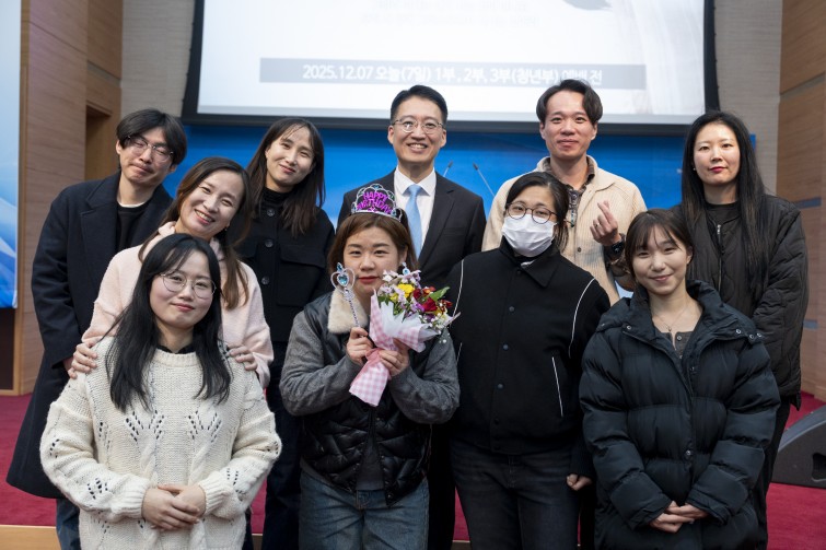 YTo1ODp7czo4OiJGaWxlTmFtZSI7czo0MDoiZTkxMDI0MGItYjg3Yi00MWQ3LTg0NTEtNjAzNGMxZGE3NjBkLmpwZyI7czoxMjoiRmlsZURhdGVUaW1lIjtpOjE3NjUxNjYxNjE7czo4OiJGaWxlU2l6ZSI7aToyNTI5MTUyO3M6ODoiRmlsZVR5cGUiO2k6MjtzOjg6Ik1pbWVUeXBlIjtzOjEwOiJpbWFnZS9qcGVnIjtzOjEzOiJTZWN0aW9uc0ZvdW5kIjtzOjMwOiJBTllfVEFHLCBJRkQwLCBUSFVNQk5BSUwsIEVYSUYiO3M6ODoiQ09NUFVURUQiO2E6OTp7czo0OiJodG1sIjtzOjI2OiJ3aWR0aD0iMjQ1MCIgaGVpZ2h0PSIxNjMzIiI7czo2OiJIZWlnaHQiO2k6MTYzMztzOjU6IldpZHRoIjtpOjI0NTA7czo3OiJJc0NvbG9yIjtpOjE7czoxNzoiQnl0ZU9yZGVyTW90b3JvbGEiO2k6MDtzOjE1OiJBcGVydHVyZUZOdW1iZXIiO3M6NToiZi8zLjIiO3M6OToiQ29weXJpZ2h0IjtzOjQ6IllBQkMiO3M6MTg6IlRodW1ibmFpbC5GaWxlVHlwZSI7aToyO3M6MTg6IlRodW1ibmFpbC5NaW1lVHlwZSI7czoxMDoiaW1hZ2UvanBlZyI7fXM6NDoiTWFrZSI7czo0OiJTT05ZIjtzOjU6Ik1vZGVsIjtzOjg6IklMQ0UtN000IjtzOjExOiJYUmVzb2x1dGlvbiI7czo1OiIyNDAvMSI7czoxMToiWVJlc29sdXRpb24iO3M6NToiMjQwLzEiO3M6MTQ6IlJlc29sdXRpb25Vbml0IjtpOjI7czo4OiJTb2Z0d2FyZSI7czo1MjoiQWRvYmUgUGhvdG9zaG9wIExpZ2h0cm9vbSBDbGFzc2ljIDE0LjEuMSAoTWFjaW50b3NoKSI7czo4OiJEYXRlVGltZSI7czoxOToiMjAyNToxMjowOCAwMTowNzo1NyI7czo2OiJBcnRpc3QiO3M6NzoiWUFCQ19TRyI7czo5OiJDb3B5cmlnaHQiO3M6NDoiWUFCQyI7czoxNjoiRXhpZl9JRkRfUG9pbnRlciI7aToyNTQ7czo5OiJUSFVNQk5BSUwiO2E6Njp7czoxMToiQ29tcHJlc3Npb24iO2k6NjtzOjExOiJYUmVzb2x1dGlvbiI7czo0OiI3Mi8xIjtzOjExOiJZUmVzb2x1dGlvbiI7czo0OiI3Mi8xIjtzOjE0OiJSZXNvbHV0aW9uVW5pdCI7aToyO3M6MjE6IkpQRUdJbnRlcmNoYW5nZUZvcm1hdCI7aToxMDQwO3M6Mjc6IkpQRUdJbnRlcmNoYW5nZUZvcm1hdExlbmd0aCI7aToxNjY5NDt9czoxMjoiRXhwb3N1cmVUaW1lIjtzOjU6IjEvMjUwIjtzOjc6IkZOdW1iZXIiO3M6NToiMzIvMTAiO3M6MTU6IkV4cG9zdXJlUHJvZ3JhbSI7aToxO3M6MTU6IklTT1NwZWVkUmF0aW5ncyI7aTo2NDA7czoxOToiVW5kZWZpbmVkVGFnOjB4ODgzMCI7aToyO3M6MTk6IlVuZGVmaW5lZFRhZzoweDg4MzIiO2k6NjQwO3M6MTE6IkV4aWZWZXJzaW9uIjtzOjQ6IjAyMzIiO3M6MTY6IkRhdGVUaW1lT3JpZ2luYWwiO3M6MTk6IjIwMjU6MTI6MDcgMTI6NDk6NDMiO3M6MTc6IkRhdGVUaW1lRGlnaXRpemVkIjtzOjE5OiIyMDI1OjEyOjA3IDEyOjQ5OjQzIjtzOjE5OiJVbmRlZmluZWRUYWc6MHg5MDEwIjtzOjY6IiswOTowMCI7czoxOToiVW5kZWZpbmVkVGFnOjB4OTAxMSI7czo2OiIrMDk6MDAiO3M6MTk6IlVuZGVmaW5lZFRhZzoweDkwMTIiO3M6NjoiKzA5OjAwIjtzOjE3OiJTaHV0dGVyU3BlZWRWYWx1ZSI7czoxNToiNzk2NTc4NC8xMDAwMDAwIjtzOjEzOiJBcGVydHVyZVZhbHVlIjtzOjE1OiIzMzU2MTQ0LzEwMDAwMDAiO3M6MTU6IkJyaWdodG5lc3NWYWx1ZSI7czo5OiI1NjM0LzI1NjAiO3M6MTc6IkV4cG9zdXJlQmlhc1ZhbHVlIjtzOjQ6IjAvMTAiO3M6MTY6Ik1heEFwZXJ0dXJlVmFsdWUiO3M6NzoiNzYwLzI1NiI7czoxMjoiTWV0ZXJpbmdNb2RlIjtpOjU7czoxMToiTGlnaHRTb3VyY2UiO2k6MDtzOjU6IkZsYXNoIjtpOjEzO3M6MTE6IkZvY2FsTGVuZ3RoIjtzOjY6IjM1MC8xMCI7czoxODoiU3ViU2VjVGltZU9yaWdpbmFsIjtzOjM6IjcyNyI7czoxOToiU3ViU2VjVGltZURpZ2l0aXplZCI7czozOiI3MjciO3M6MTA6IkNvbG9yU3BhY2UiO2k6NjU1MzU7czoyMToiRm9jYWxQbGFuZVhSZXNvbHV0aW9uIjtzOjE0OiI2NDQ0OTMzOS8zMjc2OCI7czoyMToiRm9jYWxQbGFuZVlSZXNvbHV0aW9uIjtzOjE0OiI2NDQ0OTMzOS8zMjc2OCI7czoyNDoiRm9jYWxQbGFuZVJlc29sdXRpb25Vbml0IjtpOjM7czoxMDoiRmlsZVNvdXJjZSI7czoxOiIDIjtzOjk6IlNjZW5lVHlwZSI7czoxOiIBIjtzOjE0OiJDdXN0b21SZW5kZXJlZCI7aTowO3M6MTI6IkV4cG9zdXJlTW9kZSI7aToxO3M6MTI6IldoaXRlQmFsYW5jZSI7aToxO3M6MTY6IkRpZ2l0YWxab29tUmF0aW8iO3M6NToiMTYvMTYiO3M6MjE6IkZvY2FsTGVuZ3RoSW4zNW1tRmlsbSI7aTozNTtzOjE2OiJTY2VuZUNhcHR1cmVUeXBlIjtpOjA7czo4OiJDb250cmFzdCI7aTowO3M6MTA6IlNhdHVyYXRpb24iO2k6MDtzOjk6IlNoYXJwbmVzcyI7aTowO3M6MTk6IlVuZGVmaW5lZFRhZzoweEE0MzIiO2E6NDp7aTowO3M6NjoiMjQwLzEwIjtpOjE7czo2OiI3MDAvMTAiO2k6MjtzOjU6IjI4LzEwIjtpOjM7czo1OiIyOC8xMCI7fXM6MTk6IlVuZGVmaW5lZFRhZzoweEE0MzQiO3M6MjE6IkZFIDI0LTcwbW0gRjIuOCBHTSBJSSI7fQ==