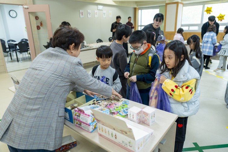 YTo1ODp7czo4OiJGaWxlTmFtZSI7czo0MDoiZjJjYTRlMjItNDRhMS00ZDhiLTlhNTMtMWUyNjFkODBiYTUzLmpwZyI7czoxMjoiRmlsZURhdGVUaW1lIjtpOjE3NjQzMTgxMDY7czo4OiJGaWxlU2l6ZSI7aToxNDk5NjU4O3M6ODoiRmlsZVR5cGUiO2k6MjtzOjg6Ik1pbWVUeXBlIjtzOjEwOiJpbWFnZS9qcGVnIjtzOjEzOiJTZWN0aW9uc0ZvdW5kIjtzOjMwOiJBTllfVEFHLCBJRkQwLCBUSFVNQk5BSUwsIEVYSUYiO3M6ODoiQ09NUFVURUQiO2E6OTp7czo0OiJodG1sIjtzOjI2OiJ3aWR0aD0iMTc1MiIgaGVpZ2h0PSIxMTY4IiI7czo2OiJIZWlnaHQiO2k6MTE2ODtzOjU6IldpZHRoIjtpOjE3NTI7czo3OiJJc0NvbG9yIjtpOjE7czoxNzoiQnl0ZU9yZGVyTW90b3JvbGEiO2k6MDtzOjE1OiJBcGVydHVyZUZOdW1iZXIiO3M6NToiZi8zLjIiO3M6OToiQ29weXJpZ2h0IjtzOjQ6IllBQkMiO3M6MTg6IlRodW1ibmFpbC5GaWxlVHlwZSI7aToyO3M6MTg6IlRodW1ibmFpbC5NaW1lVHlwZSI7czoxMDoiaW1hZ2UvanBlZyI7fXM6NDoiTWFrZSI7czo0OiJTT05ZIjtzOjU6Ik1vZGVsIjtzOjg6IklMQ0UtN000IjtzOjExOiJYUmVzb2x1dGlvbiI7czo1OiIyNDAvMSI7czoxMToiWVJlc29sdXRpb24iO3M6NToiMjQwLzEiO3M6MTQ6IlJlc29sdXRpb25Vbml0IjtpOjI7czo4OiJTb2Z0d2FyZSI7czo1MjoiQWRvYmUgUGhvdG9zaG9wIExpZ2h0cm9vbSBDbGFzc2ljIDE1LjAuMSAoTWFjaW50b3NoKSI7czo4OiJEYXRlVGltZSI7czoxOToiMjAyNToxMToyOCAxNzoxNjowMyI7czo2OiJBcnRpc3QiO3M6NzoiWUFCQ19TRyI7czo5OiJDb3B5cmlnaHQiO3M6NDoiWUFCQyI7czoxNjoiRXhpZl9JRkRfUG9pbnRlciI7aToyNTQ7czo5OiJUSFVNQk5BSUwiO2E6Njp7czoxMToiQ29tcHJlc3Npb24iO2k6NjtzOjExOiJYUmVzb2x1dGlvbiI7czo0OiI3Mi8xIjtzOjExOiJZUmVzb2x1dGlvbiI7czo0OiI3Mi8xIjtzOjE0OiJSZXNvbHV0aW9uVW5pdCI7aToyO3M6MjE6IkpQRUdJbnRlcmNoYW5nZUZvcm1hdCI7aToxMDQwO3M6Mjc6IkpQRUdJbnRlcmNoYW5nZUZvcm1hdExlbmd0aCI7aToxODM3ODt9czoxMjoiRXhwb3N1cmVUaW1lIjtzOjU6IjEvMTI1IjtzOjc6IkZOdW1iZXIiO3M6NToiMzIvMTAiO3M6MTU6IkV4cG9zdXJlUHJvZ3JhbSI7aToxO3M6MTU6IklTT1NwZWVkUmF0aW5ncyI7aTo2NDA7czoxOToiVW5kZWZpbmVkVGFnOjB4ODgzMCI7aToyO3M6MTk6IlVuZGVmaW5lZFRhZzoweDg4MzIiO2k6NjQwO3M6MTE6IkV4aWZWZXJzaW9uIjtzOjQ6IjAyMzIiO3M6MTY6IkRhdGVUaW1lT3JpZ2luYWwiO3M6MTk6IjIwMjU6MTE6MjMgMTI6MzE6MjciO3M6MTc6IkRhdGVUaW1lRGlnaXRpemVkIjtzOjE5OiIyMDI1OjExOjIzIDEyOjMxOjI3IjtzOjE5OiJVbmRlZmluZWRUYWc6MHg5MDEwIjtzOjY6IiswOTowMCI7czoxOToiVW5kZWZpbmVkVGFnOjB4OTAxMSI7czo2OiIrMDk6MDAiO3M6MTk6IlVuZGVmaW5lZFRhZzoweDkwMTIiO3M6NjoiKzA5OjAwIjtzOjE3OiJTaHV0dGVyU3BlZWRWYWx1ZSI7czoxNToiNjk2NTc4NC8xMDAwMDAwIjtzOjEzOiJBcGVydHVyZVZhbHVlIjtzOjE1OiIzMzU2MTQ0LzEwMDAwMDAiO3M6MTU6IkJyaWdodG5lc3NWYWx1ZSI7czo5OiI4ODY0LzI1NjAiO3M6MTc6IkV4cG9zdXJlQmlhc1ZhbHVlIjtzOjQ6IjAvMTAiO3M6MTY6Ik1heEFwZXJ0dXJlVmFsdWUiO3M6NzoiNzYwLzI1NiI7czoxMjoiTWV0ZXJpbmdNb2RlIjtpOjU7czoxMToiTGlnaHRTb3VyY2UiO2k6MDtzOjU6IkZsYXNoIjtpOjE2O3M6MTE6IkZvY2FsTGVuZ3RoIjtzOjY6IjI1MC8xMCI7czoxODoiU3ViU2VjVGltZU9yaWdpbmFsIjtzOjM6IjgxMyI7czoxOToiU3ViU2VjVGltZURpZ2l0aXplZCI7czozOiI4MTMiO3M6MTA6IkNvbG9yU3BhY2UiO2k6NjU1MzU7czoyMToiRm9jYWxQbGFuZVhSZXNvbHV0aW9uIjtzOjE0OiI2NDQ0OTMzOS8zMjc2OCI7czoyMToiRm9jYWxQbGFuZVlSZXNvbHV0aW9uIjtzOjE0OiI2NDQ0OTMzOS8zMjc2OCI7czoyNDoiRm9jYWxQbGFuZVJlc29sdXRpb25Vbml0IjtpOjM7czoxMDoiRmlsZVNvdXJjZSI7czoxOiIDIjtzOjk6IlNjZW5lVHlwZSI7czoxOiIBIjtzOjE0OiJDdXN0b21SZW5kZXJlZCI7aTowO3M6MTI6IkV4cG9zdXJlTW9kZSI7aToxO3M6MTI6IldoaXRlQmFsYW5jZSI7aToxO3M6MTY6IkRpZ2l0YWxab29tUmF0aW8iO3M6NToiMTYvMTYiO3M6MjE6IkZvY2FsTGVuZ3RoSW4zNW1tRmlsbSI7aToyNTtzOjE2OiJTY2VuZUNhcHR1cmVUeXBlIjtpOjA7czo4OiJDb250cmFzdCI7aTowO3M6MTA6IlNhdHVyYXRpb24iO2k6MDtzOjk6IlNoYXJwbmVzcyI7aTowO3M6MTk6IlVuZGVmaW5lZFRhZzoweEE0MzIiO2E6NDp7aTowO3M6NjoiMjQwLzEwIjtpOjE7czo2OiI3MDAvMTAiO2k6MjtzOjU6IjI4LzEwIjtpOjM7czo1OiIyOC8xMCI7fXM6MTk6IlVuZGVmaW5lZFRhZzoweEE0MzQiO3M6MjE6IkZFIDI0LTcwbW0gRjIuOCBHTSBJSSI7fQ==