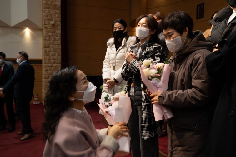 YTo1Nzp7czo4OiJGaWxlTmFtZSI7czo0MDoiZjU0MzI2ZDAtYzUxMy00ZDYxLWIxNDQtMzVmMTlmYmRhMzJhLmpwZyI7czoxMjoiRmlsZURhdGVUaW1lIjtpOjE2MzkyODg5MDk7czo4OiJGaWxlU2l6ZSI7aToxMTQ2MDgwO3M6ODoiRmlsZVR5cGUiO2k6MjtzOjg6Ik1pbWVUeXBlIjtzOjEwOiJpbWFnZS9qcGVnIjtzOjEzOiJTZWN0aW9uc0ZvdW5kIjtzOjMwOiJBTllfVEFHLCBJRkQwLCBUSFVNQk5BSUwsIEVYSUYiO3M6ODoiQ09NUFVURUQiO2E6MTA6e3M6NDoiaHRtbCI7czoyNjoid2lkdGg9IjIxMDAiIGhlaWdodD0iMTQwMCIiO3M6NjoiSGVpZ2h0IjtpOjE0MDA7czo1OiJXaWR0aCI7aToyMTAwO3M6NzoiSXNDb2xvciI7aToxO3M6MTc6IkJ5dGVPcmRlck1vdG9yb2xhIjtpOjA7czo4OiJDQ0RXaWR0aCI7czo0OiIxMm1tIjtzOjE1OiJBcGVydHVyZUZOdW1iZXIiO3M6NToiZi80LjAiO3M6OToiQ29weXJpZ2h0IjtzOjE1OiJFTC1NRURJQSBWSVNJT04iO3M6MTg6IlRodW1ibmFpbC5GaWxlVHlwZSI7aToyO3M6MTg6IlRodW1ibmFpbC5NaW1lVHlwZSI7czoxMDoiaW1hZ2UvanBlZyI7fXM6NDoiTWFrZSI7czo0OiJTT05ZIjtzOjU6Ik1vZGVsIjtzOjc6IklMQ0UtN0MiO3M6MTE6IlhSZXNvbHV0aW9uIjtzOjU6IjI0MC8xIjtzOjExOiJZUmVzb2x1dGlvbiI7czo1OiIyNDAvMSI7czoxNDoiUmVzb2x1dGlvblVuaXQiO2k6MjtzOjg6IlNvZnR3YXJlIjtzOjUwOiJBZG9iZSBQaG90b3Nob3AgTGlnaHRyb29tIENsYXNzaWMgMTEuMC4xIChXaW5kb3dzKSI7czo4OiJEYXRlVGltZSI7czoxOToiMjAyMToxMjoxMSAyMjo1Nzo1MyI7czo2OiJBcnRpc3QiO3M6MTE6IkxlZS1Kb29TaGluIjtzOjE2OiJZQ2JDclBvc2l0aW9uaW5nIjtpOjI7czoxOToiUmVmZXJlbmNlQmxhY2tXaGl0ZSI7YTo2OntpOjA7czozOiIwLzEiO2k6MTtzOjU6IjI1NS8xIjtpOjI7czo1OiIxMjgvMSI7aTozO3M6NToiMjU1LzEiO2k6NDtzOjU6IjEyOC8xIjtpOjU7czo1OiIyNTUvMSI7fXM6OToiQ29weXJpZ2h0IjtzOjE1OiJFTC1NRURJQSBWSVNJT04iO3M6MTY6IkV4aWZfSUZEX1BvaW50ZXIiO2k6MzM2O3M6OToiVEhVTUJOQUlMIjthOjY6e3M6MTE6IkNvbXByZXNzaW9uIjtpOjY7czoxMToiWFJlc29sdXRpb24iO3M6NToiMjQwLzEiO3M6MTE6IllSZXNvbHV0aW9uIjtzOjU6IjI0MC8xIjtzOjE0OiJSZXNvbHV0aW9uVW5pdCI7aToyO3M6MjE6IkpQRUdJbnRlcmNoYW5nZUZvcm1hdCI7aToxMDA4O3M6Mjc6IkpQRUdJbnRlcmNoYW5nZUZvcm1hdExlbmd0aCI7aToxNjA4MDt9czoxMjoiRXhwb3N1cmVUaW1lIjtzOjQ6IjEvNjAiO3M6NzoiRk51bWJlciI7czozOiI0LzEiO3M6MTU6IkV4cG9zdXJlUHJvZ3JhbSI7aToxO3M6MTU6IklTT1NwZWVkUmF0aW5ncyI7aToyNTA7czoxMToiRXhpZlZlcnNpb24iO3M6NDoiMDIyMSI7czoxNjoiRGF0ZVRpbWVPcmlnaW5hbCI7czoxOToiMjAyMToxMjoxMSAxNToxMToyMiI7czoxNzoiRGF0ZVRpbWVEaWdpdGl6ZWQiO3M6MTk6IjIwMjE6MTI6MTEgMTU6MTE6MjIiO3M6MjM6IkNvbXBvbmVudHNDb25maWd1cmF0aW9uIjtzOjQ6IgECAwAiO3M6MTc6IlNodXR0ZXJTcGVlZFZhbHVlIjtzOjE1OiI1OTA2ODkxLzEwMDAwMDAiO3M6MTM6IkFwZXJ0dXJlVmFsdWUiO3M6MzoiNC8xIjtzOjE1OiJCcmlnaHRuZXNzVmFsdWUiO3M6OToiMzk3NC8yNTYwIjtzOjE3OiJFeHBvc3VyZUJpYXNWYWx1ZSI7czo0OiIwLzEwIjtzOjE2OiJNYXhBcGVydHVyZVZhbHVlIjtzOjc6Ijc2MC8yNTYiO3M6MTI6Ik1ldGVyaW5nTW9kZSI7aTo1O3M6MTE6IkxpZ2h0U291cmNlIjtpOjA7czo1OiJGbGFzaCI7aToxNjtzOjExOiJGb2NhbExlbmd0aCI7czo2OiIzMjAvMTAiO3M6MTg6IlN1YlNlY1RpbWVPcmlnaW5hbCI7czozOiI1NTMiO3M6MTk6IlN1YlNlY1RpbWVEaWdpdGl6ZWQiO3M6MzoiNTUzIjtzOjE1OiJGbGFzaFBpeFZlcnNpb24iO3M6NDoiMDEwMCI7czoxMDoiQ29sb3JTcGFjZSI7aToxO3M6MTQ6IkV4aWZJbWFnZVdpZHRoIjtpOjIxMDA7czoxNToiRXhpZkltYWdlTGVuZ3RoIjtpOjE0MDA7czoyMToiRm9jYWxQbGFuZVhSZXNvbHV0aW9uIjtzOjE0OiI1NDk2NTYzMi8zMjc2OCI7czoyMToiRm9jYWxQbGFuZVlSZXNvbHV0aW9uIjtzOjE0OiI1NDk2NTYzMi8zMjc2OCI7czoyNDoiRm9jYWxQbGFuZVJlc29sdXRpb25Vbml0IjtpOjM7czoxMDoiRmlsZVNvdXJjZSI7czoxOiIDIjtzOjk6IlNjZW5lVHlwZSI7czoxOiIBIjtzOjE0OiJDdXN0b21SZW5kZXJlZCI7aTowO3M6MTI6IkV4cG9zdXJlTW9kZSI7aToxO3M6MTI6IldoaXRlQmFsYW5jZSI7aTowO3M6MTY6IkRpZ2l0YWxab29tUmF0aW8iO3M6NToiMTYvMTYiO3M6MjE6IkZvY2FsTGVuZ3RoSW4zNW1tRmlsbSI7aTozMjtzOjE2OiJTY2VuZUNhcHR1cmVUeXBlIjtpOjA7czo4OiJDb250cmFzdCI7aTowO3M6MTA6IlNhdHVyYXRpb24iO2k6MDtzOjk6IlNoYXJwbmVzcyI7aTowO30=