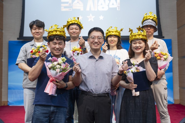 YTo1ODp7czo4OiJGaWxlTmFtZSI7czo0MDoiZjkyODZlYzAtMTFjZS00OTE5LWE3MTMtNThlMWM3OGNkNmNiLmpwZyI7czoxMjoiRmlsZURhdGVUaW1lIjtpOjE3NTcyMjM3MDM7czo4OiJGaWxlU2l6ZSI7aToxMzk4MjU3O3M6ODoiRmlsZVR5cGUiO2k6MjtzOjg6Ik1pbWVUeXBlIjtzOjEwOiJpbWFnZS9qcGVnIjtzOjEzOiJTZWN0aW9uc0ZvdW5kIjtzOjMwOiJBTllfVEFHLCBJRkQwLCBUSFVNQk5BSUwsIEVYSUYiO3M6ODoiQ09NUFVURUQiO2E6OTp7czo0OiJodG1sIjtzOjI2OiJ3aWR0aD0iMTc1MiIgaGVpZ2h0PSIxMTY4IiI7czo2OiJIZWlnaHQiO2k6MTE2ODtzOjU6IldpZHRoIjtpOjE3NTI7czo3OiJJc0NvbG9yIjtpOjE7czoxNzoiQnl0ZU9yZGVyTW90b3JvbGEiO2k6MDtzOjE1OiJBcGVydHVyZUZOdW1iZXIiO3M6NToiZi8zLjIiO3M6OToiQ29weXJpZ2h0IjtzOjQ6IllBQkMiO3M6MTg6IlRodW1ibmFpbC5GaWxlVHlwZSI7aToyO3M6MTg6IlRodW1ibmFpbC5NaW1lVHlwZSI7czoxMDoiaW1hZ2UvanBlZyI7fXM6NDoiTWFrZSI7czo0OiJTT05ZIjtzOjU6Ik1vZGVsIjtzOjg6IklMQ0UtN000IjtzOjExOiJYUmVzb2x1dGlvbiI7czo1OiIyNDAvMSI7czoxMToiWVJlc29sdXRpb24iO3M6NToiMjQwLzEiO3M6MTQ6IlJlc29sdXRpb25Vbml0IjtpOjI7czo4OiJTb2Z0d2FyZSI7czo1MjoiQWRvYmUgUGhvdG9zaG9wIExpZ2h0cm9vbSBDbGFzc2ljIDE0LjUuMSAoTWFjaW50b3NoKSI7czo4OiJEYXRlVGltZSI7czoxOToiMjAyNTowOTowNyAxNDozOTo0OSI7czo2OiJBcnRpc3QiO3M6NzoiWUFCQ19TRyI7czo5OiJDb3B5cmlnaHQiO3M6NDoiWUFCQyI7czoxNjoiRXhpZl9JRkRfUG9pbnRlciI7aToyNTQ7czo5OiJUSFVNQk5BSUwiO2E6Njp7czoxMToiQ29tcHJlc3Npb24iO2k6NjtzOjExOiJYUmVzb2x1dGlvbiI7czo0OiI3Mi8xIjtzOjExOiJZUmVzb2x1dGlvbiI7czo0OiI3Mi8xIjtzOjE0OiJSZXNvbHV0aW9uVW5pdCI7aToyO3M6MjE6IkpQRUdJbnRlcmNoYW5nZUZvcm1hdCI7aToxMDQwO3M6Mjc6IkpQRUdJbnRlcmNoYW5nZUZvcm1hdExlbmd0aCI7aToxODU5Mjt9czoxMjoiRXhwb3N1cmVUaW1lIjtzOjQ6IjEvNjAiO3M6NzoiRk51bWJlciI7czo1OiIzMi8xMCI7czoxNToiRXhwb3N1cmVQcm9ncmFtIjtpOjE7czoxNToiSVNPU3BlZWRSYXRpbmdzIjtpOjE2MDtzOjE5OiJVbmRlZmluZWRUYWc6MHg4ODMwIjtpOjI7czoxOToiVW5kZWZpbmVkVGFnOjB4ODgzMiI7aToxNjA7czoxMToiRXhpZlZlcnNpb24iO3M6NDoiMDIzMiI7czoxNjoiRGF0ZVRpbWVPcmlnaW5hbCI7czoxOToiMjAyNTowOTowNiAxNDowNjoxOSI7czoxNzoiRGF0ZVRpbWVEaWdpdGl6ZWQiO3M6MTk6IjIwMjU6MDk6MDYgMTQ6MDY6MTkiO3M6MTk6IlVuZGVmaW5lZFRhZzoweDkwMTAiO3M6NjoiKzA5OjAwIjtzOjE5OiJVbmRlZmluZWRUYWc6MHg5MDExIjtzOjY6IiswOTowMCI7czoxOToiVW5kZWZpbmVkVGFnOjB4OTAxMiI7czo2OiIrMDk6MDAiO3M6MTc6IlNodXR0ZXJTcGVlZFZhbHVlIjtzOjE1OiI1OTA2ODkxLzEwMDAwMDAiO3M6MTM6IkFwZXJ0dXJlVmFsdWUiO3M6MTU6IjMzNTYxNDQvMTAwMDAwMCI7czoxNToiQnJpZ2h0bmVzc1ZhbHVlIjtzOjk6IjYwOTQvMjU2MCI7czoxNzoiRXhwb3N1cmVCaWFzVmFsdWUiO3M6NDoiMC8xMCI7czoxNjoiTWF4QXBlcnR1cmVWYWx1ZSI7czo3OiI3NjAvMjU2IjtzOjEyOiJNZXRlcmluZ01vZGUiO2k6NTtzOjExOiJMaWdodFNvdXJjZSI7aTowO3M6NToiRmxhc2giO2k6MTM7czoxMToiRm9jYWxMZW5ndGgiO3M6NjoiNDIwLzEwIjtzOjE4OiJTdWJTZWNUaW1lT3JpZ2luYWwiO3M6MzoiMDUzIjtzOjE5OiJTdWJTZWNUaW1lRGlnaXRpemVkIjtzOjM6IjA1MyI7czoxMDoiQ29sb3JTcGFjZSI7aTo2NTUzNTtzOjIxOiJGb2NhbFBsYW5lWFJlc29sdXRpb24iO3M6MTQ6IjY0NDQ5MzM5LzMyNzY4IjtzOjIxOiJGb2NhbFBsYW5lWVJlc29sdXRpb24iO3M6MTQ6IjY0NDQ5MzM5LzMyNzY4IjtzOjI0OiJGb2NhbFBsYW5lUmVzb2x1dGlvblVuaXQiO2k6MztzOjEwOiJGaWxlU291cmNlIjtzOjE6IgMiO3M6OToiU2NlbmVUeXBlIjtzOjE6IgEiO3M6MTQ6IkN1c3RvbVJlbmRlcmVkIjtpOjA7czoxMjoiRXhwb3N1cmVNb2RlIjtpOjE7czoxMjoiV2hpdGVCYWxhbmNlIjtpOjE7czoxNjoiRGlnaXRhbFpvb21SYXRpbyI7czo1OiIxNi8xNiI7czoyMToiRm9jYWxMZW5ndGhJbjM1bW1GaWxtIjtpOjQyO3M6MTY6IlNjZW5lQ2FwdHVyZVR5cGUiO2k6MDtzOjg6IkNvbnRyYXN0IjtpOjA7czoxMDoiU2F0dXJhdGlvbiI7aTowO3M6OToiU2hhcnBuZXNzIjtpOjA7czoxOToiVW5kZWZpbmVkVGFnOjB4QTQzMiI7YTo0OntpOjA7czo2OiIyNDAvMTAiO2k6MTtzOjY6IjcwMC8xMCI7aToyO3M6NToiMjgvMTAiO2k6MztzOjU6IjI4LzEwIjt9czoxOToiVW5kZWZpbmVkVGFnOjB4QTQzNCI7czoyMToiRkUgMjQtNzBtbSBGMi44IEdNIElJIjt9