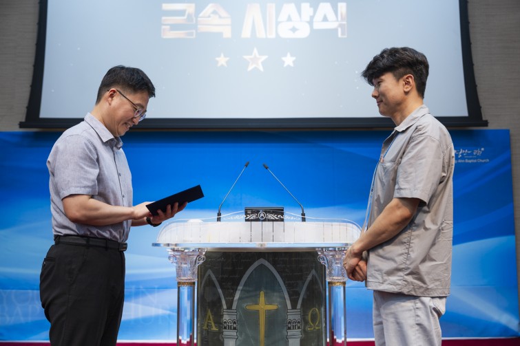 YTo1ODp7czo4OiJGaWxlTmFtZSI7czo0MDoiZmFhMThiMDEtNjUyMS00YzY4LTkwYzYtZTFkYTNkNjBiODk4LmpwZyI7czoxMjoiRmlsZURhdGVUaW1lIjtpOjE3NTcyMjM3MDM7czo4OiJGaWxlU2l6ZSI7aToxMDg3MDcwO3M6ODoiRmlsZVR5cGUiO2k6MjtzOjg6Ik1pbWVUeXBlIjtzOjEwOiJpbWFnZS9qcGVnIjtzOjEzOiJTZWN0aW9uc0ZvdW5kIjtzOjMwOiJBTllfVEFHLCBJRkQwLCBUSFVNQk5BSUwsIEVYSUYiO3M6ODoiQ09NUFVURUQiO2E6OTp7czo0OiJodG1sIjtzOjI2OiJ3aWR0aD0iMTc1MiIgaGVpZ2h0PSIxMTY4IiI7czo2OiJIZWlnaHQiO2k6MTE2ODtzOjU6IldpZHRoIjtpOjE3NTI7czo3OiJJc0NvbG9yIjtpOjE7czoxNzoiQnl0ZU9yZGVyTW90b3JvbGEiO2k6MDtzOjE1OiJBcGVydHVyZUZOdW1iZXIiO3M6NToiZi8zLjUiO3M6OToiQ29weXJpZ2h0IjtzOjQ6IllBQkMiO3M6MTg6IlRodW1ibmFpbC5GaWxlVHlwZSI7aToyO3M6MTg6IlRodW1ibmFpbC5NaW1lVHlwZSI7czoxMDoiaW1hZ2UvanBlZyI7fXM6NDoiTWFrZSI7czo0OiJTT05ZIjtzOjU6Ik1vZGVsIjtzOjg6IklMQ0UtN000IjtzOjExOiJYUmVzb2x1dGlvbiI7czo1OiIyNDAvMSI7czoxMToiWVJlc29sdXRpb24iO3M6NToiMjQwLzEiO3M6MTQ6IlJlc29sdXRpb25Vbml0IjtpOjI7czo4OiJTb2Z0d2FyZSI7czo1MjoiQWRvYmUgUGhvdG9zaG9wIExpZ2h0cm9vbSBDbGFzc2ljIDE0LjUuMSAoTWFjaW50b3NoKSI7czo4OiJEYXRlVGltZSI7czoxOToiMjAyNTowOTowNyAxNDozOTo0NiI7czo2OiJBcnRpc3QiO3M6NzoiWUFCQ19TRyI7czo5OiJDb3B5cmlnaHQiO3M6NDoiWUFCQyI7czoxNjoiRXhpZl9JRkRfUG9pbnRlciI7aToyNTQ7czo5OiJUSFVNQk5BSUwiO2E6Njp7czoxMToiQ29tcHJlc3Npb24iO2k6NjtzOjExOiJYUmVzb2x1dGlvbiI7czo0OiI3Mi8xIjtzOjExOiJZUmVzb2x1dGlvbiI7czo0OiI3Mi8xIjtzOjE0OiJSZXNvbHV0aW9uVW5pdCI7aToyO3M6MjE6IkpQRUdJbnRlcmNoYW5nZUZvcm1hdCI7aToxMDQwO3M6Mjc6IkpQRUdJbnRlcmNoYW5nZUZvcm1hdExlbmd0aCI7aToxNDQ3NDt9czoxMjoiRXhwb3N1cmVUaW1lIjtzOjQ6IjEvNjAiO3M6NzoiRk51bWJlciI7czo1OiIzNS8xMCI7czoxNToiRXhwb3N1cmVQcm9ncmFtIjtpOjE7czoxNToiSVNPU3BlZWRSYXRpbmdzIjtpOjE2MDtzOjE5OiJVbmRlZmluZWRUYWc6MHg4ODMwIjtpOjI7czoxOToiVW5kZWZpbmVkVGFnOjB4ODgzMiI7aToxNjA7czoxMToiRXhpZlZlcnNpb24iO3M6NDoiMDIzMiI7czoxNjoiRGF0ZVRpbWVPcmlnaW5hbCI7czoxOToiMjAyNTowOTowNiAxNDowMzoxNSI7czoxNzoiRGF0ZVRpbWVEaWdpdGl6ZWQiO3M6MTk6IjIwMjU6MDk6MDYgMTQ6MDM6MTUiO3M6MTk6IlVuZGVmaW5lZFRhZzoweDkwMTAiO3M6NjoiKzA5OjAwIjtzOjE5OiJVbmRlZmluZWRUYWc6MHg5MDExIjtzOjY6IiswOTowMCI7czoxOToiVW5kZWZpbmVkVGFnOjB4OTAxMiI7czo2OiIrMDk6MDAiO3M6MTc6IlNodXR0ZXJTcGVlZFZhbHVlIjtzOjE1OiI1OTA2ODkxLzEwMDAwMDAiO3M6MTM6IkFwZXJ0dXJlVmFsdWUiO3M6MTM6IjM2MTQ3MS8xMDAwMDAiO3M6MTU6IkJyaWdodG5lc3NWYWx1ZSI7czo5OiI4Mjc0LzI1NjAiO3M6MTc6IkV4cG9zdXJlQmlhc1ZhbHVlIjtzOjQ6IjAvMTAiO3M6MTY6Ik1heEFwZXJ0dXJlVmFsdWUiO3M6NzoiNzYwLzI1NiI7czoxMjoiTWV0ZXJpbmdNb2RlIjtpOjU7czoxMToiTGlnaHRTb3VyY2UiO2k6MDtzOjU6IkZsYXNoIjtpOjEzO3M6MTE6IkZvY2FsTGVuZ3RoIjtzOjY6IjQyMC8xMCI7czoxODoiU3ViU2VjVGltZU9yaWdpbmFsIjtzOjM6IjgwNiI7czoxOToiU3ViU2VjVGltZURpZ2l0aXplZCI7czozOiI4MDYiO3M6MTA6IkNvbG9yU3BhY2UiO2k6NjU1MzU7czoyMToiRm9jYWxQbGFuZVhSZXNvbHV0aW9uIjtzOjE0OiI2NDQ0OTMzOS8zMjc2OCI7czoyMToiRm9jYWxQbGFuZVlSZXNvbHV0aW9uIjtzOjE0OiI2NDQ0OTMzOS8zMjc2OCI7czoyNDoiRm9jYWxQbGFuZVJlc29sdXRpb25Vbml0IjtpOjM7czoxMDoiRmlsZVNvdXJjZSI7czoxOiIDIjtzOjk6IlNjZW5lVHlwZSI7czoxOiIBIjtzOjE0OiJDdXN0b21SZW5kZXJlZCI7aTowO3M6MTI6IkV4cG9zdXJlTW9kZSI7aToxO3M6MTI6IldoaXRlQmFsYW5jZSI7aToxO3M6MTY6IkRpZ2l0YWxab29tUmF0aW8iO3M6NToiMTYvMTYiO3M6MjE6IkZvY2FsTGVuZ3RoSW4zNW1tRmlsbSI7aTo0MjtzOjE2OiJTY2VuZUNhcHR1cmVUeXBlIjtpOjA7czo4OiJDb250cmFzdCI7aTowO3M6MTA6IlNhdHVyYXRpb24iO2k6MDtzOjk6IlNoYXJwbmVzcyI7aTowO3M6MTk6IlVuZGVmaW5lZFRhZzoweEE0MzIiO2E6NDp7aTowO3M6NjoiMjQwLzEwIjtpOjE7czo2OiI3MDAvMTAiO2k6MjtzOjU6IjI4LzEwIjtpOjM7czo1OiIyOC8xMCI7fXM6MTk6IlVuZGVmaW5lZFRhZzoweEE0MzQiO3M6MjE6IkZFIDI0LTcwbW0gRjIuOCBHTSBJSSI7fQ==